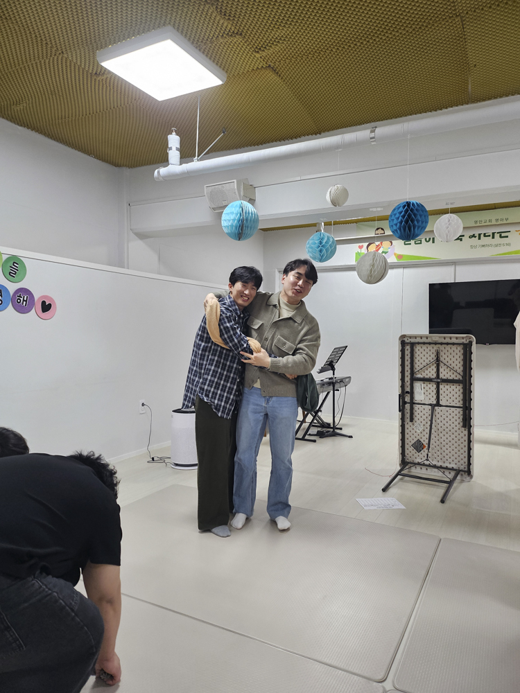 YTo0MTp7czo4OiJGaWxlTmFtZSI7czo0MDoiNDA4M2YxM2QtN2Y2MC00YTUyLWIzNDQtOTg0NDQ1ZDM1ZTRlLmpwZyI7czoxMjoiRmlsZURhdGVUaW1lIjtpOjE3NDIyNTk0Mjg7czo4OiJGaWxlU2l6ZSI7aTo0OTk3MTU7czo4OiJGaWxlVHlwZSI7aToyO3M6ODoiTWltZVR5cGUiO3M6MTA6ImltYWdlL2pwZWciO3M6MTM6IlNlY3Rpb25zRm91bmQiO3M6MzA6IkFOWV9UQUcsIElGRDAsIFRIVU1CTkFJTCwgRVhJRiI7czo4OiJDT01QVVRFRCI7YTo4OntzOjQ6Imh0bWwiO3M6MjU6IndpZHRoPSI3NTAiIGhlaWdodD0iMTAwMCIiO3M6NjoiSGVpZ2h0IjtpOjEwMDA7czo1OiJXaWR0aCI7aTo3NTA7czo3OiJJc0NvbG9yIjtpOjE7czoxNzoiQnl0ZU9yZGVyTW90b3JvbGEiO2k6MDtzOjE1OiJBcGVydHVyZUZOdW1iZXIiO3M6NToiZi8xLjgiO3M6MTg6IlRodW1ibmFpbC5GaWxlVHlwZSI7aToyO3M6MTg6IlRodW1ibmFpbC5NaW1lVHlwZSI7czoxMDoiaW1hZ2UvanBlZyI7fXM6NDoiTWFrZSI7czo3OiJzYW1zdW5nIjtzOjU6Ik1vZGVsIjtzOjE0OiJHYWxheHkgWiBGbGlwNSI7czoxMToiWFJlc29sdXRpb24iO3M6NToiMjQwLzEiO3M6MTE6IllSZXNvbHV0aW9uIjtzOjU6IjI0MC8xIjtzOjE0OiJSZXNvbHV0aW9uVW5pdCI7aToyO3M6ODoiU29mdHdhcmUiO3M6NTA6IkFkb2JlIFBob3Rvc2hvcCBMaWdodHJvb20gQ2xhc3NpYyAxNC4yIChNYWNpbnRvc2gpIjtzOjg6IkRhdGVUaW1lIjtzOjE5OiIyMDI1OjAzOjE4IDA5OjU2OjUxIjtzOjE2OiJFeGlmX0lGRF9Qb2ludGVyIjtpOjIyMjtzOjk6IlRIVU1CTkFJTCI7YTo2OntzOjExOiJDb21wcmVzc2lvbiI7aTo2O3M6MTE6IlhSZXNvbHV0aW9uIjtzOjQ6IjcyLzEiO3M6MTE6IllSZXNvbHV0aW9uIjtzOjQ6IjcyLzEiO3M6MTQ6IlJlc29sdXRpb25Vbml0IjtpOjI7czoyMToiSlBFR0ludGVyY2hhbmdlRm9ybWF0IjtpOjc1MDtzOjI3OiJKUEVHSW50ZXJjaGFuZ2VGb3JtYXRMZW5ndGgiO2k6MTE1Njg7fXM6MTI6IkV4cG9zdXJlVGltZSI7czo1OiIxLzEyMCI7czo3OiJGTnVtYmVyIjtzOjU6IjE4LzEwIjtzOjE1OiJFeHBvc3VyZVByb2dyYW0iO2k6MjtzOjE1OiJJU09TcGVlZFJhdGluZ3MiO2k6MjUwO3M6MTE6IkV4aWZWZXJzaW9uIjtzOjQ6IjAyMzEiO3M6MTY6IkRhdGVUaW1lT3JpZ2luYWwiO3M6MTk6IjIwMjU6MDM6MTYgMTU6NDg6MzAiO3M6MTc6IkRhdGVUaW1lRGlnaXRpemVkIjtzOjE5OiIyMDI1OjAzOjE2IDE1OjQ4OjMwIjtzOjE5OiJVbmRlZmluZWRUYWc6MHg5MDEwIjtzOjY6IiswOTowMCI7czoxOToiVW5kZWZpbmVkVGFnOjB4OTAxMSI7czo2OiIrMDk6MDAiO3M6MTc6IlNodXR0ZXJTcGVlZFZhbHVlIjtzOjE1OiI2OTA2ODkxLzEwMDAwMDAiO3M6MTM6IkFwZXJ0dXJlVmFsdWUiO3M6MTU6IjE2OTU5OTQvMTAwMDAwMCI7czoxNToiQnJpZ2h0bmVzc1ZhbHVlIjtzOjc6IjIyNS8xMDAiO3M6MTc6IkV4cG9zdXJlQmlhc1ZhbHVlIjtzOjU6IjAvMTAwIjtzOjE2OiJNYXhBcGVydHVyZVZhbHVlIjtzOjc6IjE2OS8xMDAiO3M6MTI6Ik1ldGVyaW5nTW9kZSI7aToyO3M6NToiRmxhc2giO2k6MDtzOjExOiJGb2NhbExlbmd0aCI7czo3OiI1MDAvMTAwIjtzOjE4OiJTdWJTZWNUaW1lT3JpZ2luYWwiO3M6MzoiMjEzIjtzOjE5OiJTdWJTZWNUaW1lRGlnaXRpemVkIjtzOjM6IjIxMyI7czoxMDoiQ29sb3JTcGFjZSI7aTo2NTUzNTtzOjEyOiJFeHBvc3VyZU1vZGUiO2k6MDtzOjEyOiJXaGl0ZUJhbGFuY2UiO2k6MDtzOjE2OiJEaWdpdGFsWm9vbVJhdGlvIjtzOjc6IjEwMC8xMDAiO3M6MjE6IkZvY2FsTGVuZ3RoSW4zNW1tRmlsbSI7aToyNDtzOjE2OiJTY2VuZUNhcHR1cmVUeXBlIjtpOjA7fQ==