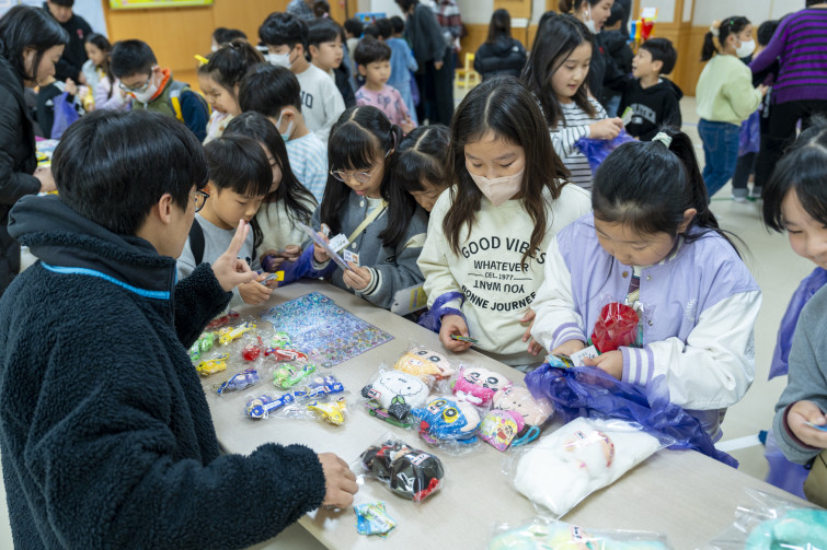 YTo1ODp7czo4OiJGaWxlTmFtZSI7czo0MDoiMDBiYjQ4ODgtYWRkOC00MTUxLWIzYzQtYzdmMGI3Yjc3MTZiLmpwZyI7czoxMjoiRmlsZURhdGVUaW1lIjtpOjE3NjQzMTgxMDM7czo4OiJGaWxlU2l6ZSI7aToxNjA5MDAyO3M6ODoiRmlsZVR5cGUiO2k6MjtzOjg6Ik1pbWVUeXBlIjtzOjEwOiJpbWFnZS9qcGVnIjtzOjEzOiJTZWN0aW9uc0ZvdW5kIjtzOjMwOiJBTllfVEFHLCBJRkQwLCBUSFVNQk5BSUwsIEVYSUYiO3M6ODoiQ09NUFVURUQiO2E6OTp7czo0OiJodG1sIjtzOjI2OiJ3aWR0aD0iMTc1MiIgaGVpZ2h0PSIxMTY4IiI7czo2OiJIZWlnaHQiO2k6MTE2ODtzOjU6IldpZHRoIjtpOjE3NTI7czo3OiJJc0NvbG9yIjtpOjE7czoxNzoiQnl0ZU9yZGVyTW90b3JvbGEiO2k6MDtzOjE1OiJBcGVydHVyZUZOdW1iZXIiO3M6NToiZi8zLjIiO3M6OToiQ29weXJpZ2h0IjtzOjQ6IllBQkMiO3M6MTg6IlRodW1ibmFpbC5GaWxlVHlwZSI7aToyO3M6MTg6IlRodW1ibmFpbC5NaW1lVHlwZSI7czoxMDoiaW1hZ2UvanBlZyI7fXM6NDoiTWFrZSI7czo0OiJTT05ZIjtzOjU6Ik1vZGVsIjtzOjg6IklMQ0UtN000IjtzOjExOiJYUmVzb2x1dGlvbiI7czo1OiIyNDAvMSI7czoxMToiWVJlc29sdXRpb24iO3M6NToiMjQwLzEiO3M6MTQ6IlJlc29sdXRpb25Vbml0IjtpOjI7czo4OiJTb2Z0d2FyZSI7czo1MjoiQWRvYmUgUGhvdG9zaG9wIExpZ2h0cm9vbSBDbGFzc2ljIDE1LjAuMSAoTWFjaW50b3NoKSI7czo4OiJEYXRlVGltZSI7czoxOToiMjAyNToxMToyOCAxNzoxNTo0NiI7czo2OiJBcnRpc3QiO3M6NzoiWUFCQ19TRyI7czo5OiJDb3B5cmlnaHQiO3M6NDoiWUFCQyI7czoxNjoiRXhpZl9JRkRfUG9pbnRlciI7aToyNTQ7czo5OiJUSFVNQk5BSUwiO2E6Njp7czoxMToiQ29tcHJlc3Npb24iO2k6NjtzOjExOiJYUmVzb2x1dGlvbiI7czo0OiI3Mi8xIjtzOjExOiJZUmVzb2x1dGlvbiI7czo0OiI3Mi8xIjtzOjE0OiJSZXNvbHV0aW9uVW5pdCI7aToyO3M6MjE6IkpQRUdJbnRlcmNoYW5nZUZvcm1hdCI7aToxMDQwO3M6Mjc6IkpQRUdJbnRlcmNoYW5nZUZvcm1hdExlbmd0aCI7aToyMTA2OTt9czoxMjoiRXhwb3N1cmVUaW1lIjtzOjU6IjEvMTI1IjtzOjc6IkZOdW1iZXIiO3M6NToiMzIvMTAiO3M6MTU6IkV4cG9zdXJlUHJvZ3JhbSI7aToxO3M6MTU6IklTT1NwZWVkUmF0aW5ncyI7aTo2NDA7czoxOToiVW5kZWZpbmVkVGFnOjB4ODgzMCI7aToyO3M6MTk6IlVuZGVmaW5lZFRhZzoweDg4MzIiO2k6NjQwO3M6MTE6IkV4aWZWZXJzaW9uIjtzOjQ6IjAyMzIiO3M6MTY6IkRhdGVUaW1lT3JpZ2luYWwiO3M6MTk6IjIwMjU6MTE6MjMgMTI6Mjg6MTIiO3M6MTc6IkRhdGVUaW1lRGlnaXRpemVkIjtzOjE5OiIyMDI1OjExOjIzIDEyOjI4OjEyIjtzOjE5OiJVbmRlZmluZWRUYWc6MHg5MDEwIjtzOjY6IiswOTowMCI7czoxOToiVW5kZWZpbmVkVGFnOjB4OTAxMSI7czo2OiIrMDk6MDAiO3M6MTk6IlVuZGVmaW5lZFRhZzoweDkwMTIiO3M6NjoiKzA5OjAwIjtzOjE3OiJTaHV0dGVyU3BlZWRWYWx1ZSI7czoxNToiNjk2NTc4NC8xMDAwMDAwIjtzOjEzOiJBcGVydHVyZVZhbHVlIjtzOjE1OiIzMzU2MTQ0LzEwMDAwMDAiO3M6MTU6IkJyaWdodG5lc3NWYWx1ZSI7czo5OiI2NTU0LzI1NjAiO3M6MTc6IkV4cG9zdXJlQmlhc1ZhbHVlIjtzOjQ6IjAvMTAiO3M6MTY6Ik1heEFwZXJ0dXJlVmFsdWUiO3M6NzoiNzYwLzI1NiI7czoxMjoiTWV0ZXJpbmdNb2RlIjtpOjU7czoxMToiTGlnaHRTb3VyY2UiO2k6MDtzOjU6IkZsYXNoIjtpOjE2O3M6MTE6IkZvY2FsTGVuZ3RoIjtzOjY6IjMxMC8xMCI7czoxODoiU3ViU2VjVGltZU9yaWdpbmFsIjtzOjM6Ijk1NyI7czoxOToiU3ViU2VjVGltZURpZ2l0aXplZCI7czozOiI5NTciO3M6MTA6IkNvbG9yU3BhY2UiO2k6NjU1MzU7czoyMToiRm9jYWxQbGFuZVhSZXNvbHV0aW9uIjtzOjE0OiI2NDQ0OTMzOS8zMjc2OCI7czoyMToiRm9jYWxQbGFuZVlSZXNvbHV0aW9uIjtzOjE0OiI2NDQ0OTMzOS8zMjc2OCI7czoyNDoiRm9jYWxQbGFuZVJlc29sdXRpb25Vbml0IjtpOjM7czoxMDoiRmlsZVNvdXJjZSI7czoxOiIDIjtzOjk6IlNjZW5lVHlwZSI7czoxOiIBIjtzOjE0OiJDdXN0b21SZW5kZXJlZCI7aTowO3M6MTI6IkV4cG9zdXJlTW9kZSI7aToxO3M6MTI6IldoaXRlQmFsYW5jZSI7aToxO3M6MTY6IkRpZ2l0YWxab29tUmF0aW8iO3M6NToiMTYvMTYiO3M6MjE6IkZvY2FsTGVuZ3RoSW4zNW1tRmlsbSI7aTozMTtzOjE2OiJTY2VuZUNhcHR1cmVUeXBlIjtpOjA7czo4OiJDb250cmFzdCI7aTowO3M6MTA6IlNhdHVyYXRpb24iO2k6MDtzOjk6IlNoYXJwbmVzcyI7aTowO3M6MTk6IlVuZGVmaW5lZFRhZzoweEE0MzIiO2E6NDp7aTowO3M6NjoiMjQwLzEwIjtpOjE7czo2OiI3MDAvMTAiO2k6MjtzOjU6IjI4LzEwIjtpOjM7czo1OiIyOC8xMCI7fXM6MTk6IlVuZGVmaW5lZFRhZzoweEE0MzQiO3M6MjE6IkZFIDI0LTcwbW0gRjIuOCBHTSBJSSI7fQ==