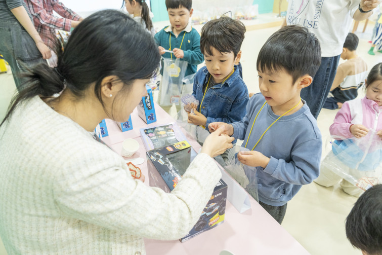 YTo1ODp7czo4OiJGaWxlTmFtZSI7czo0MDoiMDRiZWU2MzQtM2I5Yy00MmZjLTk5MTgtZDY2OWJjNmYzNDcxLmpwZyI7czoxMjoiRmlsZURhdGVUaW1lIjtpOjE3NDY1ODM1NjU7czo4OiJGaWxlU2l6ZSI7aToxMzI5ODk2O3M6ODoiRmlsZVR5cGUiO2k6MjtzOjg6Ik1pbWVUeXBlIjtzOjEwOiJpbWFnZS9qcGVnIjtzOjEzOiJTZWN0aW9uc0ZvdW5kIjtzOjMwOiJBTllfVEFHLCBJRkQwLCBUSFVNQk5BSUwsIEVYSUYiO3M6ODoiQ09NUFVURUQiO2E6OTp7czo0OiJodG1sIjtzOjI2OiJ3aWR0aD0iMTc1MiIgaGVpZ2h0PSIxMTY4IiI7czo2OiJIZWlnaHQiO2k6MTE2ODtzOjU6IldpZHRoIjtpOjE3NTI7czo3OiJJc0NvbG9yIjtpOjE7czoxNzoiQnl0ZU9yZGVyTW90b3JvbGEiO2k6MDtzOjE1OiJBcGVydHVyZUZOdW1iZXIiO3M6NToiZi80LjUiO3M6OToiQ29weXJpZ2h0IjtzOjQ6IllBQkMiO3M6MTg6IlRodW1ibmFpbC5GaWxlVHlwZSI7aToyO3M6MTg6IlRodW1ibmFpbC5NaW1lVHlwZSI7czoxMDoiaW1hZ2UvanBlZyI7fXM6NDoiTWFrZSI7czo0OiJTT05ZIjtzOjU6Ik1vZGVsIjtzOjg6IklMQ0UtN000IjtzOjExOiJYUmVzb2x1dGlvbiI7czo1OiIyNDAvMSI7czoxMToiWVJlc29sdXRpb24iO3M6NToiMjQwLzEiO3M6MTQ6IlJlc29sdXRpb25Vbml0IjtpOjI7czo4OiJTb2Z0d2FyZSI7czo1MDoiQWRvYmUgUGhvdG9zaG9wIExpZ2h0cm9vbSBDbGFzc2ljIDE0LjMgKE1hY2ludG9zaCkiO3M6ODoiRGF0ZVRpbWUiO3M6MTk6IjIwMjU6MDU6MDQgMTU6MzY6NDYiO3M6NjoiQXJ0aXN0IjtzOjc6IllBQkNfU0ciO3M6OToiQ29weXJpZ2h0IjtzOjQ6IllBQkMiO3M6MTY6IkV4aWZfSUZEX1BvaW50ZXIiO2k6MjUyO3M6OToiVEhVTUJOQUlMIjthOjY6e3M6MTE6IkNvbXByZXNzaW9uIjtpOjY7czoxMToiWFJlc29sdXRpb24iO3M6NDoiNzIvMSI7czoxMToiWVJlc29sdXRpb24iO3M6NDoiNzIvMSI7czoxNDoiUmVzb2x1dGlvblVuaXQiO2k6MjtzOjIxOiJKUEVHSW50ZXJjaGFuZ2VGb3JtYXQiO2k6MTAzODtzOjI3OiJKUEVHSW50ZXJjaGFuZ2VGb3JtYXRMZW5ndGgiO2k6MTY4Njk7fXM6MTI6IkV4cG9zdXJlVGltZSI7czo1OiIxLzEyNSI7czo3OiJGTnVtYmVyIjtzOjU6IjQ1LzEwIjtzOjE1OiJFeHBvc3VyZVByb2dyYW0iO2k6MTtzOjE1OiJJU09TcGVlZFJhdGluZ3MiO2k6MTI1MDtzOjE5OiJVbmRlZmluZWRUYWc6MHg4ODMwIjtpOjI7czoxOToiVW5kZWZpbmVkVGFnOjB4ODgzMiI7aToxMjUwO3M6MTE6IkV4aWZWZXJzaW9uIjtzOjQ6IjAyMzIiO3M6MTY6IkRhdGVUaW1lT3JpZ2luYWwiO3M6MTk6IjIwMjU6MDU6MDQgMTI6MDc6MDEiO3M6MTc6IkRhdGVUaW1lRGlnaXRpemVkIjtzOjE5OiIyMDI1OjA1OjA0IDEyOjA3OjAxIjtzOjE5OiJVbmRlZmluZWRUYWc6MHg5MDEwIjtzOjY6IiswOTowMCI7czoxOToiVW5kZWZpbmVkVGFnOjB4OTAxMSI7czo2OiIrMDk6MDAiO3M6MTk6IlVuZGVmaW5lZFRhZzoweDkwMTIiO3M6NjoiKzA5OjAwIjtzOjE3OiJTaHV0dGVyU3BlZWRWYWx1ZSI7czoxNToiNjk2NTc4NC8xMDAwMDAwIjtzOjEzOiJBcGVydHVyZVZhbHVlIjtzOjEzOiI0MzM5ODUvMTAwMDAwIjtzOjE1OiJCcmlnaHRuZXNzVmFsdWUiO3M6OToiNzYxNC8yNTYwIjtzOjE3OiJFeHBvc3VyZUJpYXNWYWx1ZSI7czo0OiIwLzEwIjtzOjE2OiJNYXhBcGVydHVyZVZhbHVlIjtzOjc6Ijc2MC8yNTYiO3M6MTI6Ik1ldGVyaW5nTW9kZSI7aTo1O3M6MTE6IkxpZ2h0U291cmNlIjtpOjA7czo1OiJGbGFzaCI7aToxNjtzOjExOiJGb2NhbExlbmd0aCI7czo2OiIyNDAvMTAiO3M6MTg6IlN1YlNlY1RpbWVPcmlnaW5hbCI7czozOiI2NDYiO3M6MTk6IlN1YlNlY1RpbWVEaWdpdGl6ZWQiO3M6MzoiNjQ2IjtzOjEwOiJDb2xvclNwYWNlIjtpOjY1NTM1O3M6MjE6IkZvY2FsUGxhbmVYUmVzb2x1dGlvbiI7czoxNDoiNjQ0NDkzMzkvMzI3NjgiO3M6MjE6IkZvY2FsUGxhbmVZUmVzb2x1dGlvbiI7czoxNDoiNjQ0NDkzMzkvMzI3NjgiO3M6MjQ6IkZvY2FsUGxhbmVSZXNvbHV0aW9uVW5pdCI7aTozO3M6MTA6IkZpbGVTb3VyY2UiO3M6MToiAyI7czo5OiJTY2VuZVR5cGUiO3M6MToiASI7czoxNDoiQ3VzdG9tUmVuZGVyZWQiO2k6MDtzOjEyOiJFeHBvc3VyZU1vZGUiO2k6MTtzOjEyOiJXaGl0ZUJhbGFuY2UiO2k6MTtzOjE2OiJEaWdpdGFsWm9vbVJhdGlvIjtzOjU6IjE2LzE2IjtzOjIxOiJGb2NhbExlbmd0aEluMzVtbUZpbG0iO2k6MjQ7czoxNjoiU2NlbmVDYXB0dXJlVHlwZSI7aTowO3M6ODoiQ29udHJhc3QiO2k6MDtzOjEwOiJTYXR1cmF0aW9uIjtpOjA7czo5OiJTaGFycG5lc3MiO2k6MDtzOjE5OiJVbmRlZmluZWRUYWc6MHhBNDMyIjthOjQ6e2k6MDtzOjY6IjI0MC8xMCI7aToxO3M6NjoiNzAwLzEwIjtpOjI7czo1OiIyOC8xMCI7aTozO3M6NToiMjgvMTAiO31zOjE5OiJVbmRlZmluZWRUYWc6MHhBNDM0IjtzOjIxOiJGRSAyNC03MG1tIEYyLjggR00gSUkiO30=