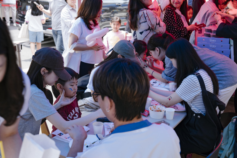 YTo1ODp7czo4OiJGaWxlTmFtZSI7czo0MDoiMDY4ZmQ5ZGItM2E5Mi00OWYwLWIxMmMtZjZiYzEwY2FhNGQ4LmpwZyI7czoxMjoiRmlsZURhdGVUaW1lIjtpOjE3NDkzNjkxNDg7czo4OiJGaWxlU2l6ZSI7aToxMzIxNDU2O3M6ODoiRmlsZVR5cGUiO2k6MjtzOjg6Ik1pbWVUeXBlIjtzOjEwOiJpbWFnZS9qcGVnIjtzOjEzOiJTZWN0aW9uc0ZvdW5kIjtzOjMwOiJBTllfVEFHLCBJRkQwLCBUSFVNQk5BSUwsIEVYSUYiO3M6ODoiQ09NUFVURUQiO2E6OTp7czo0OiJodG1sIjtzOjI2OiJ3aWR0aD0iMTc1MiIgaGVpZ2h0PSIxMTY4IiI7czo2OiJIZWlnaHQiO2k6MTE2ODtzOjU6IldpZHRoIjtpOjE3NTI7czo3OiJJc0NvbG9yIjtpOjE7czoxNzoiQnl0ZU9yZGVyTW90b3JvbGEiO2k6MDtzOjE1OiJBcGVydHVyZUZOdW1iZXIiO3M6NToiZi81LjAiO3M6OToiQ29weXJpZ2h0IjtzOjQ6IllBQkMiO3M6MTg6IlRodW1ibmFpbC5GaWxlVHlwZSI7aToyO3M6MTg6IlRodW1ibmFpbC5NaW1lVHlwZSI7czoxMDoiaW1hZ2UvanBlZyI7fXM6NDoiTWFrZSI7czo0OiJTT05ZIjtzOjU6Ik1vZGVsIjtzOjg6IklMQ0UtN000IjtzOjExOiJYUmVzb2x1dGlvbiI7czo1OiIyNDAvMSI7czoxMToiWVJlc29sdXRpb24iO3M6NToiMjQwLzEiO3M6MTQ6IlJlc29sdXRpb25Vbml0IjtpOjI7czo4OiJTb2Z0d2FyZSI7czo1MjoiQWRvYmUgUGhvdG9zaG9wIExpZ2h0cm9vbSBDbGFzc2ljIDE0LjMuMSAoTWFjaW50b3NoKSI7czo4OiJEYXRlVGltZSI7czoxOToiMjAyNTowNjowOCAxMzo1OTo1NyI7czo2OiJBcnRpc3QiO3M6NzoiWUFCQ19TRyI7czo5OiJDb3B5cmlnaHQiO3M6NDoiWUFCQyI7czoxNjoiRXhpZl9JRkRfUG9pbnRlciI7aToyNTQ7czo5OiJUSFVNQk5BSUwiO2E6Njp7czoxMToiQ29tcHJlc3Npb24iO2k6NjtzOjExOiJYUmVzb2x1dGlvbiI7czo0OiI3Mi8xIjtzOjExOiJZUmVzb2x1dGlvbiI7czo0OiI3Mi8xIjtzOjE0OiJSZXNvbHV0aW9uVW5pdCI7aToyO3M6MjE6IkpQRUdJbnRlcmNoYW5nZUZvcm1hdCI7aToxMDQwO3M6Mjc6IkpQRUdJbnRlcmNoYW5nZUZvcm1hdExlbmd0aCI7aToxOTU0OTt9czoxMjoiRXhwb3N1cmVUaW1lIjtzOjQ6IjEvNjAiO3M6NzoiRk51bWJlciI7czozOiI1LzEiO3M6MTU6IkV4cG9zdXJlUHJvZ3JhbSI7aToxO3M6MTU6IklTT1NwZWVkUmF0aW5ncyI7aToyMDA7czoxOToiVW5kZWZpbmVkVGFnOjB4ODgzMCI7aToyO3M6MTk6IlVuZGVmaW5lZFRhZzoweDg4MzIiO2k6MjAwO3M6MTE6IkV4aWZWZXJzaW9uIjtzOjQ6IjAyMzIiO3M6MTY6IkRhdGVUaW1lT3JpZ2luYWwiO3M6MTk6IjIwMjU6MDY6MDggMTI6NDI6MzkiO3M6MTc6IkRhdGVUaW1lRGlnaXRpemVkIjtzOjE5OiIyMDI1OjA2OjA4IDEyOjQyOjM5IjtzOjE5OiJVbmRlZmluZWRUYWc6MHg5MDEwIjtzOjY6IiswOTowMCI7czoxOToiVW5kZWZpbmVkVGFnOjB4OTAxMSI7czo2OiIrMDk6MDAiO3M6MTk6IlVuZGVmaW5lZFRhZzoweDkwMTIiO3M6NjoiKzA5OjAwIjtzOjE3OiJTaHV0dGVyU3BlZWRWYWx1ZSI7czoxNToiNTkwNjg5MS8xMDAwMDAwIjtzOjEzOiJBcGVydHVyZVZhbHVlIjtzOjE1OiI0NjQzODU2LzEwMDAwMDAiO3M6MTU6IkJyaWdodG5lc3NWYWx1ZSI7czoxMDoiMTc0MjQvMjU2MCI7czoxNzoiRXhwb3N1cmVCaWFzVmFsdWUiO3M6NDoiMC8xMCI7czoxNjoiTWF4QXBlcnR1cmVWYWx1ZSI7czo3OiI3NjAvMjU2IjtzOjEyOiJNZXRlcmluZ01vZGUiO2k6NTtzOjExOiJMaWdodFNvdXJjZSI7aTowO3M6NToiRmxhc2giO2k6MTM7czoxMToiRm9jYWxMZW5ndGgiO3M6NjoiNDgwLzEwIjtzOjE4OiJTdWJTZWNUaW1lT3JpZ2luYWwiO3M6MzoiNjQ4IjtzOjE5OiJTdWJTZWNUaW1lRGlnaXRpemVkIjtzOjM6IjY0OCI7czoxMDoiQ29sb3JTcGFjZSI7aTo2NTUzNTtzOjIxOiJGb2NhbFBsYW5lWFJlc29sdXRpb24iO3M6MTQ6IjY0NDQ5MzM5LzMyNzY4IjtzOjIxOiJGb2NhbFBsYW5lWVJlc29sdXRpb24iO3M6MTQ6IjY0NDQ5MzM5LzMyNzY4IjtzOjI0OiJGb2NhbFBsYW5lUmVzb2x1dGlvblVuaXQiO2k6MztzOjEwOiJGaWxlU291cmNlIjtzOjE6IgMiO3M6OToiU2NlbmVUeXBlIjtzOjE6IgEiO3M6MTQ6IkN1c3RvbVJlbmRlcmVkIjtpOjA7czoxMjoiRXhwb3N1cmVNb2RlIjtpOjE7czoxMjoiV2hpdGVCYWxhbmNlIjtpOjE7czoxNjoiRGlnaXRhbFpvb21SYXRpbyI7czo1OiIxNi8xNiI7czoyMToiRm9jYWxMZW5ndGhJbjM1bW1GaWxtIjtpOjQ4O3M6MTY6IlNjZW5lQ2FwdHVyZVR5cGUiO2k6MDtzOjg6IkNvbnRyYXN0IjtpOjA7czoxMDoiU2F0dXJhdGlvbiI7aTowO3M6OToiU2hhcnBuZXNzIjtpOjA7czoxOToiVW5kZWZpbmVkVGFnOjB4QTQzMiI7YTo0OntpOjA7czo2OiIyNDAvMTAiO2k6MTtzOjY6IjcwMC8xMCI7aToyO3M6NToiMjgvMTAiO2k6MztzOjU6IjI4LzEwIjt9czoxOToiVW5kZWZpbmVkVGFnOjB4QTQzNCI7czoyMToiRkUgMjQtNzBtbSBGMi44IEdNIElJIjt9