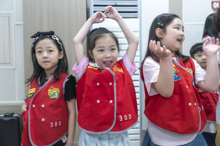 YTo1ODp7czo4OiJGaWxlTmFtZSI7czo0MDoiMTQ4MWNhNTUtNzI3Ni00MzJlLTkyMWMtZjg2NWI5MTM5ODEzLmpwZyI7czoxMjoiRmlsZURhdGVUaW1lIjtpOjE3NTA0ODMyMjg7czo4OiJGaWxlU2l6ZSI7aToxMzUxMTU5O3M6ODoiRmlsZVR5cGUiO2k6MjtzOjg6Ik1pbWVUeXBlIjtzOjEwOiJpbWFnZS9qcGVnIjtzOjEzOiJTZWN0aW9uc0ZvdW5kIjtzOjMwOiJBTllfVEFHLCBJRkQwLCBUSFVNQk5BSUwsIEVYSUYiO3M6ODoiQ09NUFVURUQiO2E6OTp7czo0OiJodG1sIjtzOjI2OiJ3aWR0aD0iMTc1MiIgaGVpZ2h0PSIxMTY4IiI7czo2OiJIZWlnaHQiO2k6MTE2ODtzOjU6IldpZHRoIjtpOjE3NTI7czo3OiJJc0NvbG9yIjtpOjE7czoxNzoiQnl0ZU9yZGVyTW90b3JvbGEiO2k6MDtzOjE1OiJBcGVydHVyZUZOdW1iZXIiO3M6NToiZi8yLjgiO3M6OToiQ29weXJpZ2h0IjtzOjQ6IllBQkMiO3M6MTg6IlRodW1ibmFpbC5GaWxlVHlwZSI7aToyO3M6MTg6IlRodW1ibmFpbC5NaW1lVHlwZSI7czoxMDoiaW1hZ2UvanBlZyI7fXM6NDoiTWFrZSI7czo0OiJTT05ZIjtzOjU6Ik1vZGVsIjtzOjg6IklMQ0UtN000IjtzOjExOiJYUmVzb2x1dGlvbiI7czo1OiIyNDAvMSI7czoxMToiWVJlc29sdXRpb24iO3M6NToiMjQwLzEiO3M6MTQ6IlJlc29sdXRpb25Vbml0IjtpOjI7czo4OiJTb2Z0d2FyZSI7czo1MjoiQWRvYmUgUGhvdG9zaG9wIExpZ2h0cm9vbSBDbGFzc2ljIDE0LjMuMSAoTWFjaW50b3NoKSI7czo4OiJEYXRlVGltZSI7czoxOToiMjAyNTowNjoyMSAxNDoxNDoyMSI7czo2OiJBcnRpc3QiO3M6NzoiWUFCQ19TRyI7czo5OiJDb3B5cmlnaHQiO3M6NDoiWUFCQyI7czoxNjoiRXhpZl9JRkRfUG9pbnRlciI7aToyNTQ7czo5OiJUSFVNQk5BSUwiO2E6Njp7czoxMToiQ29tcHJlc3Npb24iO2k6NjtzOjExOiJYUmVzb2x1dGlvbiI7czo0OiI3Mi8xIjtzOjExOiJZUmVzb2x1dGlvbiI7czo0OiI3Mi8xIjtzOjE0OiJSZXNvbHV0aW9uVW5pdCI7aToyO3M6MjE6IkpQRUdJbnRlcmNoYW5nZUZvcm1hdCI7aToxMDQwO3M6Mjc6IkpQRUdJbnRlcmNoYW5nZUZvcm1hdExlbmd0aCI7aToxNzI5Mzt9czoxMjoiRXhwb3N1cmVUaW1lIjtzOjU6IjEvMTYwIjtzOjc6IkZOdW1iZXIiO3M6NToiMjgvMTAiO3M6MTU6IkV4cG9zdXJlUHJvZ3JhbSI7aToxO3M6MTU6IklTT1NwZWVkUmF0aW5ncyI7aTo0MDA7czoxOToiVW5kZWZpbmVkVGFnOjB4ODgzMCI7aToyO3M6MTk6IlVuZGVmaW5lZFRhZzoweDg4MzIiO2k6NDAwO3M6MTE6IkV4aWZWZXJzaW9uIjtzOjQ6IjAyMzIiO3M6MTY6IkRhdGVUaW1lT3JpZ2luYWwiO3M6MTk6IjIwMjU6MDY6MjEgMTA6MTE6NTciO3M6MTc6IkRhdGVUaW1lRGlnaXRpemVkIjtzOjE5OiIyMDI1OjA2OjIxIDEwOjExOjU3IjtzOjE5OiJVbmRlZmluZWRUYWc6MHg5MDEwIjtzOjY6IiswOTowMCI7czoxOToiVW5kZWZpbmVkVGFnOjB4OTAxMSI7czo2OiIrMDk6MDAiO3M6MTk6IlVuZGVmaW5lZFRhZzoweDkwMTIiO3M6NjoiKzA5OjAwIjtzOjE3OiJTaHV0dGVyU3BlZWRWYWx1ZSI7czoxNToiNzMyMTkyOC8xMDAwMDAwIjtzOjEzOiJBcGVydHVyZVZhbHVlIjtzOjE1OiIyOTcwODU0LzEwMDAwMDAiO3M6MTU6IkJyaWdodG5lc3NWYWx1ZSI7czo5OiI1ODE0LzI1NjAiO3M6MTc6IkV4cG9zdXJlQmlhc1ZhbHVlIjtzOjQ6IjAvMTAiO3M6MTY6Ik1heEFwZXJ0dXJlVmFsdWUiO3M6NzoiNzYwLzI1NiI7czoxMjoiTWV0ZXJpbmdNb2RlIjtpOjU7czoxMToiTGlnaHRTb3VyY2UiO2k6MDtzOjU6IkZsYXNoIjtpOjEzO3M6MTE6IkZvY2FsTGVuZ3RoIjtzOjY6IjMyMC8xMCI7czoxODoiU3ViU2VjVGltZU9yaWdpbmFsIjtzOjM6IjE2NiI7czoxOToiU3ViU2VjVGltZURpZ2l0aXplZCI7czozOiIxNjYiO3M6MTA6IkNvbG9yU3BhY2UiO2k6NjU1MzU7czoyMToiRm9jYWxQbGFuZVhSZXNvbHV0aW9uIjtzOjE0OiI2NDQ0OTMzOS8zMjc2OCI7czoyMToiRm9jYWxQbGFuZVlSZXNvbHV0aW9uIjtzOjE0OiI2NDQ0OTMzOS8zMjc2OCI7czoyNDoiRm9jYWxQbGFuZVJlc29sdXRpb25Vbml0IjtpOjM7czoxMDoiRmlsZVNvdXJjZSI7czoxOiIDIjtzOjk6IlNjZW5lVHlwZSI7czoxOiIBIjtzOjE0OiJDdXN0b21SZW5kZXJlZCI7aTowO3M6MTI6IkV4cG9zdXJlTW9kZSI7aToxO3M6MTI6IldoaXRlQmFsYW5jZSI7aToxO3M6MTY6IkRpZ2l0YWxab29tUmF0aW8iO3M6NToiMTYvMTYiO3M6MjE6IkZvY2FsTGVuZ3RoSW4zNW1tRmlsbSI7aTozMjtzOjE2OiJTY2VuZUNhcHR1cmVUeXBlIjtpOjA7czo4OiJDb250cmFzdCI7aTowO3M6MTA6IlNhdHVyYXRpb24iO2k6MDtzOjk6IlNoYXJwbmVzcyI7aTowO3M6MTk6IlVuZGVmaW5lZFRhZzoweEE0MzIiO2E6NDp7aTowO3M6NjoiMjQwLzEwIjtpOjE7czo2OiI3MDAvMTAiO2k6MjtzOjU6IjI4LzEwIjtpOjM7czo1OiIyOC8xMCI7fXM6MTk6IlVuZGVmaW5lZFRhZzoweEE0MzQiO3M6MjE6IkZFIDI0LTcwbW0gRjIuOCBHTSBJSSI7fQ==