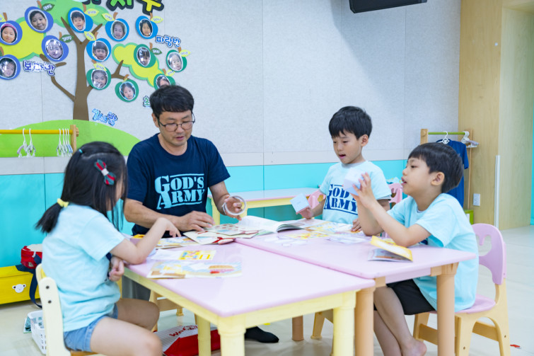 YTo1ODp7czo4OiJGaWxlTmFtZSI7czo0MDoiMTU3MDYzNTAtODhmYi00ZTg4LWJjNTctNDU2OTViY2IxMzc3LmpwZyI7czoxMjoiRmlsZURhdGVUaW1lIjtpOjE3NTI1NDMxOTM7czo4OiJGaWxlU2l6ZSI7aToxMjQ1MzQ4O3M6ODoiRmlsZVR5cGUiO2k6MjtzOjg6Ik1pbWVUeXBlIjtzOjEwOiJpbWFnZS9qcGVnIjtzOjEzOiJTZWN0aW9uc0ZvdW5kIjtzOjMwOiJBTllfVEFHLCBJRkQwLCBUSFVNQk5BSUwsIEVYSUYiO3M6ODoiQ09NUFVURUQiO2E6OTp7czo0OiJodG1sIjtzOjI2OiJ3aWR0aD0iMTc1MiIgaGVpZ2h0PSIxMTY4IiI7czo2OiJIZWlnaHQiO2k6MTE2ODtzOjU6IldpZHRoIjtpOjE3NTI7czo3OiJJc0NvbG9yIjtpOjE7czoxNzoiQnl0ZU9yZGVyTW90b3JvbGEiO2k6MDtzOjE1OiJBcGVydHVyZUZOdW1iZXIiO3M6NToiZi80LjAiO3M6OToiQ29weXJpZ2h0IjtzOjQ6IllBQkMiO3M6MTg6IlRodW1ibmFpbC5GaWxlVHlwZSI7aToyO3M6MTg6IlRodW1ibmFpbC5NaW1lVHlwZSI7czoxMDoiaW1hZ2UvanBlZyI7fXM6NDoiTWFrZSI7czo0OiJTT05ZIjtzOjU6Ik1vZGVsIjtzOjg6IklMQ0UtN000IjtzOjExOiJYUmVzb2x1dGlvbiI7czo1OiIyNDAvMSI7czoxMToiWVJlc29sdXRpb24iO3M6NToiMjQwLzEiO3M6MTQ6IlJlc29sdXRpb25Vbml0IjtpOjI7czo4OiJTb2Z0d2FyZSI7czo1MDoiQWRvYmUgUGhvdG9zaG9wIExpZ2h0cm9vbSBDbGFzc2ljIDE0LjQgKE1hY2ludG9zaCkiO3M6ODoiRGF0ZVRpbWUiO3M6MTk6IjIwMjU6MDc6MTUgMTA6Mjk6MjEiO3M6NjoiQXJ0aXN0IjtzOjc6IllBQkNfU0ciO3M6OToiQ29weXJpZ2h0IjtzOjQ6IllBQkMiO3M6MTY6IkV4aWZfSUZEX1BvaW50ZXIiO2k6MjUyO3M6OToiVEhVTUJOQUlMIjthOjY6e3M6MTE6IkNvbXByZXNzaW9uIjtpOjY7czoxMToiWFJlc29sdXRpb24iO3M6NDoiNzIvMSI7czoxMToiWVJlc29sdXRpb24iO3M6NDoiNzIvMSI7czoxNDoiUmVzb2x1dGlvblVuaXQiO2k6MjtzOjIxOiJKUEVHSW50ZXJjaGFuZ2VGb3JtYXQiO2k6MTAzODtzOjI3OiJKUEVHSW50ZXJjaGFuZ2VGb3JtYXRMZW5ndGgiO2k6MTkzMjI7fXM6MTI6IkV4cG9zdXJlVGltZSI7czo0OiIxLzYwIjtzOjc6IkZOdW1iZXIiO3M6MzoiNC8xIjtzOjE1OiJFeHBvc3VyZVByb2dyYW0iO2k6MTtzOjE1OiJJU09TcGVlZFJhdGluZ3MiO2k6MTYwO3M6MTk6IlVuZGVmaW5lZFRhZzoweDg4MzAiO2k6MjtzOjE5OiJVbmRlZmluZWRUYWc6MHg4ODMyIjtpOjE2MDtzOjExOiJFeGlmVmVyc2lvbiI7czo0OiIwMjMyIjtzOjE2OiJEYXRlVGltZU9yaWdpbmFsIjtzOjE5OiIyMDI1OjA3OjEzIDEyOjI0OjU1IjtzOjE3OiJEYXRlVGltZURpZ2l0aXplZCI7czoxOToiMjAyNTowNzoxMyAxMjoyNDo1NSI7czoxOToiVW5kZWZpbmVkVGFnOjB4OTAxMCI7czo2OiIrMDk6MDAiO3M6MTk6IlVuZGVmaW5lZFRhZzoweDkwMTEiO3M6NjoiKzA5OjAwIjtzOjE5OiJVbmRlZmluZWRUYWc6MHg5MDEyIjtzOjY6IiswOTowMCI7czoxNzoiU2h1dHRlclNwZWVkVmFsdWUiO3M6MTU6IjU5MDY4OTEvMTAwMDAwMCI7czoxMzoiQXBlcnR1cmVWYWx1ZSI7czozOiI0LzEiO3M6MTU6IkJyaWdodG5lc3NWYWx1ZSI7czoxMDoiMTAzNDQvMjU2MCI7czoxNzoiRXhwb3N1cmVCaWFzVmFsdWUiO3M6NDoiMC8xMCI7czoxNjoiTWF4QXBlcnR1cmVWYWx1ZSI7czo4OiIxMDI0LzI1NiI7czoxMjoiTWV0ZXJpbmdNb2RlIjtpOjU7czoxMToiTGlnaHRTb3VyY2UiO2k6MDtzOjU6IkZsYXNoIjtpOjEzO3M6MTE6IkZvY2FsTGVuZ3RoIjtzOjY6IjM2MC8xMCI7czoxODoiU3ViU2VjVGltZU9yaWdpbmFsIjtzOjM6IjQ3NCI7czoxOToiU3ViU2VjVGltZURpZ2l0aXplZCI7czozOiI0NzQiO3M6MTA6IkNvbG9yU3BhY2UiO2k6NjU1MzU7czoyMToiRm9jYWxQbGFuZVhSZXNvbHV0aW9uIjtzOjE0OiI2NDQ0OTMzOS8zMjc2OCI7czoyMToiRm9jYWxQbGFuZVlSZXNvbHV0aW9uIjtzOjE0OiI2NDQ0OTMzOS8zMjc2OCI7czoyNDoiRm9jYWxQbGFuZVJlc29sdXRpb25Vbml0IjtpOjM7czoxMDoiRmlsZVNvdXJjZSI7czoxOiIDIjtzOjk6IlNjZW5lVHlwZSI7czoxOiIBIjtzOjE0OiJDdXN0b21SZW5kZXJlZCI7aTowO3M6MTI6IkV4cG9zdXJlTW9kZSI7aToxO3M6MTI6IldoaXRlQmFsYW5jZSI7aToxO3M6MTY6IkRpZ2l0YWxab29tUmF0aW8iO3M6NToiMTYvMTYiO3M6MjE6IkZvY2FsTGVuZ3RoSW4zNW1tRmlsbSI7aTozNjtzOjE2OiJTY2VuZUNhcHR1cmVUeXBlIjtpOjA7czo4OiJDb250cmFzdCI7aTowO3M6MTA6IlNhdHVyYXRpb24iO2k6MDtzOjk6IlNoYXJwbmVzcyI7aTowO3M6MTk6IlVuZGVmaW5lZFRhZzoweEE0MzIiO2E6NDp7aTowO3M6NjoiMjQwLzEwIjtpOjE7czo3OiIxMDUwLzEwIjtpOjI7czo1OiI0MC8xMCI7aTozO3M6NToiNDAvMTAiO31zOjE5OiJVbmRlZmluZWRUYWc6MHhBNDM0IjtzOjIwOiJGRSAyNC0xMDVtbSBGNCBHIE9TUyI7fQ==