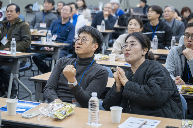 YTo1ODp7czo4OiJGaWxlTmFtZSI7czo0MDoiMWQ2ZWZjYjUtMzViMi00NDc0LWIzN2QtZGEyYjU5MTYzYTY5LmpwZyI7czoxMjoiRmlsZURhdGVUaW1lIjtpOjE3NzIzNDgzNTk7czo4OiJGaWxlU2l6ZSI7aToxNDQzNjU3O3M6ODoiRmlsZVR5cGUiO2k6MjtzOjg6Ik1pbWVUeXBlIjtzOjEwOiJpbWFnZS9qcGVnIjtzOjEzOiJTZWN0aW9uc0ZvdW5kIjtzOjMwOiJBTllfVEFHLCBJRkQwLCBUSFVNQk5BSUwsIEVYSUYiO3M6ODoiQ09NUFVURUQiO2E6OTp7czo0OiJodG1sIjtzOjI2OiJ3aWR0aD0iMTczOSIgaGVpZ2h0PSIxMTU5IiI7czo2OiJIZWlnaHQiO2k6MTE1OTtzOjU6IldpZHRoIjtpOjE3Mzk7czo3OiJJc0NvbG9yIjtpOjE7czoxNzoiQnl0ZU9yZGVyTW90b3JvbGEiO2k6MDtzOjE1OiJBcGVydHVyZUZOdW1iZXIiO3M6NToiZi80LjAiO3M6OToiQ29weXJpZ2h0IjtzOjQ6IllBQkMiO3M6MTg6IlRodW1ibmFpbC5GaWxlVHlwZSI7aToyO3M6MTg6IlRodW1ibmFpbC5NaW1lVHlwZSI7czoxMDoiaW1hZ2UvanBlZyI7fXM6NDoiTWFrZSI7czo0OiJTT05ZIjtzOjU6Ik1vZGVsIjtzOjg6IklMQ0UtN000IjtzOjExOiJYUmVzb2x1dGlvbiI7czo1OiIyNDAvMSI7czoxMToiWVJlc29sdXRpb24iO3M6NToiMjQwLzEiO3M6MTQ6IlJlc29sdXRpb25Vbml0IjtpOjI7czo4OiJTb2Z0d2FyZSI7czo1MDoiQWRvYmUgUGhvdG9zaG9wIExpZ2h0cm9vbSBDbGFzc2ljIDE1LjIgKE1hY2ludG9zaCkiO3M6ODoiRGF0ZVRpbWUiO3M6MTk6IjIwMjY6MDM6MDEgMTI6NDI6MDEiO3M6NjoiQXJ0aXN0IjtzOjc6IllBQkNfU0ciO3M6OToiQ29weXJpZ2h0IjtzOjQ6IllBQkMiO3M6MTY6IkV4aWZfSUZEX1BvaW50ZXIiO2k6MjUyO3M6OToiVEhVTUJOQUlMIjthOjY6e3M6MTE6IkNvbXByZXNzaW9uIjtpOjY7czoxMToiWFJlc29sdXRpb24iO3M6NDoiNzIvMSI7czoxMToiWVJlc29sdXRpb24iO3M6NDoiNzIvMSI7czoxNDoiUmVzb2x1dGlvblVuaXQiO2k6MjtzOjIxOiJKUEVHSW50ZXJjaGFuZ2VGb3JtYXQiO2k6MTAzODtzOjI3OiJKUEVHSW50ZXJjaGFuZ2VGb3JtYXRMZW5ndGgiO2k6MTk4ODM7fXM6MTI6IkV4cG9zdXJlVGltZSI7czo1OiIxLzIwMCI7czo3OiJGTnVtYmVyIjtzOjM6IjQvMSI7czoxNToiRXhwb3N1cmVQcm9ncmFtIjtpOjE7czoxNToiSVNPU3BlZWRSYXRpbmdzIjtpOjgwMDtzOjE5OiJVbmRlZmluZWRUYWc6MHg4ODMwIjtpOjI7czoxOToiVW5kZWZpbmVkVGFnOjB4ODgzMiI7aTo4MDA7czoxMToiRXhpZlZlcnNpb24iO3M6NDoiMDIzMiI7czoxNjoiRGF0ZVRpbWVPcmlnaW5hbCI7czoxOToiMjAyNjowMjoyNyAxOTo0MDo1NCI7czoxNzoiRGF0ZVRpbWVEaWdpdGl6ZWQiO3M6MTk6IjIwMjY6MDI6MjcgMTk6NDA6NTQiO3M6MTk6IlVuZGVmaW5lZFRhZzoweDkwMTAiO3M6NjoiKzA5OjAwIjtzOjE5OiJVbmRlZmluZWRUYWc6MHg5MDExIjtzOjY6IiswOTowMCI7czoxOToiVW5kZWZpbmVkVGFnOjB4OTAxMiI7czo2OiIrMDk6MDAiO3M6MTc6IlNodXR0ZXJTcGVlZFZhbHVlIjtzOjE1OiI3NjQzODU2LzEwMDAwMDAiO3M6MTM6IkFwZXJ0dXJlVmFsdWUiO3M6MzoiNC8xIjtzOjE1OiJCcmlnaHRuZXNzVmFsdWUiO3M6OToiNDQyNC8yNTYwIjtzOjE3OiJFeHBvc3VyZUJpYXNWYWx1ZSI7czo0OiIwLzEwIjtzOjE2OiJNYXhBcGVydHVyZVZhbHVlIjtzOjg6IjEwMjQvMjU2IjtzOjEyOiJNZXRlcmluZ01vZGUiO2k6NTtzOjExOiJMaWdodFNvdXJjZSI7aTowO3M6NToiRmxhc2giO2k6MTY7czoxMToiRm9jYWxMZW5ndGgiO3M6NjoiODAwLzEwIjtzOjE4OiJTdWJTZWNUaW1lT3JpZ2luYWwiO3M6MzoiMjcxIjtzOjE5OiJTdWJTZWNUaW1lRGlnaXRpemVkIjtzOjM6IjI3MSI7czoxMDoiQ29sb3JTcGFjZSI7aTo2NTUzNTtzOjIxOiJGb2NhbFBsYW5lWFJlc29sdXRpb24iO3M6MTQ6IjY0NDQ5MzM5LzMyNzY4IjtzOjIxOiJGb2NhbFBsYW5lWVJlc29sdXRpb24iO3M6MTQ6IjY0NDQ5MzM5LzMyNzY4IjtzOjI0OiJGb2NhbFBsYW5lUmVzb2x1dGlvblVuaXQiO2k6MztzOjEwOiJGaWxlU291cmNlIjtzOjE6IgMiO3M6OToiU2NlbmVUeXBlIjtzOjE6IgEiO3M6MTQ6IkN1c3RvbVJlbmRlcmVkIjtpOjA7czoxMjoiRXhwb3N1cmVNb2RlIjtpOjE7czoxMjoiV2hpdGVCYWxhbmNlIjtpOjE7czoxNjoiRGlnaXRhbFpvb21SYXRpbyI7czo1OiIxNi8xNiI7czoyMToiRm9jYWxMZW5ndGhJbjM1bW1GaWxtIjtpOjgwO3M6MTY6IlNjZW5lQ2FwdHVyZVR5cGUiO2k6MDtzOjg6IkNvbnRyYXN0IjtpOjA7czoxMDoiU2F0dXJhdGlvbiI7aTowO3M6OToiU2hhcnBuZXNzIjtpOjA7czoxOToiVW5kZWZpbmVkVGFnOjB4QTQzMiI7YTo0OntpOjA7czo2OiI3MDAvMTAiO2k6MTtzOjc6IjIwMDAvMTAiO2k6MjtzOjU6IjQwLzEwIjtpOjM7czo1OiI0MC8xMCI7fXM6MTk6IlVuZGVmaW5lZFRhZzoweEE0MzQiO3M6MjA6IkZFIDcwLTIwMG1tIEY0IEcgT1NTIjt9