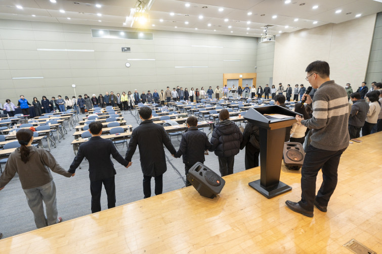 YTo1ODp7czo4OiJGaWxlTmFtZSI7czo0MDoiMjZhZjQxY2MtNjhmZS00YzAyLWE3NGItMjY2ZGRhMTZiNGMwLmpwZyI7czoxMjoiRmlsZURhdGVUaW1lIjtpOjE3NzIzNDgzNjc7czo4OiJGaWxlU2l6ZSI7aToxMzU2NTMyO3M6ODoiRmlsZVR5cGUiO2k6MjtzOjg6Ik1pbWVUeXBlIjtzOjEwOiJpbWFnZS9qcGVnIjtzOjEzOiJTZWN0aW9uc0ZvdW5kIjtzOjMwOiJBTllfVEFHLCBJRkQwLCBUSFVNQk5BSUwsIEVYSUYiO3M6ODoiQ09NUFVURUQiO2E6OTp7czo0OiJodG1sIjtzOjI2OiJ3aWR0aD0iMTY1MiIgaGVpZ2h0PSIxMTAxIiI7czo2OiJIZWlnaHQiO2k6MTEwMTtzOjU6IldpZHRoIjtpOjE2NTI7czo3OiJJc0NvbG9yIjtpOjE7czoxNzoiQnl0ZU9yZGVyTW90b3JvbGEiO2k6MDtzOjE1OiJBcGVydHVyZUZOdW1iZXIiO3M6NToiZi8yLjgiO3M6OToiQ29weXJpZ2h0IjtzOjQ6IllBQkMiO3M6MTg6IlRodW1ibmFpbC5GaWxlVHlwZSI7aToyO3M6MTg6IlRodW1ibmFpbC5NaW1lVHlwZSI7czoxMDoiaW1hZ2UvanBlZyI7fXM6NDoiTWFrZSI7czo0OiJTT05ZIjtzOjU6Ik1vZGVsIjtzOjg6IklMQ0UtN000IjtzOjExOiJYUmVzb2x1dGlvbiI7czo1OiIyNDAvMSI7czoxMToiWVJlc29sdXRpb24iO3M6NToiMjQwLzEiO3M6MTQ6IlJlc29sdXRpb25Vbml0IjtpOjI7czo4OiJTb2Z0d2FyZSI7czo1MDoiQWRvYmUgUGhvdG9zaG9wIExpZ2h0cm9vbSBDbGFzc2ljIDE1LjIgKE1hY2ludG9zaCkiO3M6ODoiRGF0ZVRpbWUiO3M6MTk6IjIwMjY6MDM6MDEgMTI6NDI6MjgiO3M6NjoiQXJ0aXN0IjtzOjc6IllBQkNfU0ciO3M6OToiQ29weXJpZ2h0IjtzOjQ6IllBQkMiO3M6MTY6IkV4aWZfSUZEX1BvaW50ZXIiO2k6MjUyO3M6OToiVEhVTUJOQUlMIjthOjY6e3M6MTE6IkNvbXByZXNzaW9uIjtpOjY7czoxMToiWFJlc29sdXRpb24iO3M6NDoiNzIvMSI7czoxMToiWVJlc29sdXRpb24iO3M6NDoiNzIvMSI7czoxNDoiUmVzb2x1dGlvblVuaXQiO2k6MjtzOjIxOiJKUEVHSW50ZXJjaGFuZ2VGb3JtYXQiO2k6MTAzODtzOjI3OiJKUEVHSW50ZXJjaGFuZ2VGb3JtYXRMZW5ndGgiO2k6MTYxNTQ7fXM6MTI6IkV4cG9zdXJlVGltZSI7czo1OiIxLzE2MCI7czo3OiJGTnVtYmVyIjtzOjU6IjI4LzEwIjtzOjE1OiJFeHBvc3VyZVByb2dyYW0iO2k6MTtzOjE1OiJJU09TcGVlZFJhdGluZ3MiO2k6ODAwO3M6MTk6IlVuZGVmaW5lZFRhZzoweDg4MzAiO2k6MjtzOjE5OiJVbmRlZmluZWRUYWc6MHg4ODMyIjtpOjgwMDtzOjExOiJFeGlmVmVyc2lvbiI7czo0OiIwMjMyIjtzOjE2OiJEYXRlVGltZU9yaWdpbmFsIjtzOjE5OiIyMDI2OjAyOjI4IDE0OjIwOjQ1IjtzOjE3OiJEYXRlVGltZURpZ2l0aXplZCI7czoxOToiMjAyNjowMjoyOCAxNDoyMDo0NSI7czoxOToiVW5kZWZpbmVkVGFnOjB4OTAxMCI7czo2OiIrMDk6MDAiO3M6MTk6IlVuZGVmaW5lZFRhZzoweDkwMTEiO3M6NjoiKzA5OjAwIjtzOjE5OiJVbmRlZmluZWRUYWc6MHg5MDEyIjtzOjY6IiswOTowMCI7czoxNzoiU2h1dHRlclNwZWVkVmFsdWUiO3M6MTU6IjczMjE5MjgvMTAwMDAwMCI7czoxMzoiQXBlcnR1cmVWYWx1ZSI7czoxNToiMjk3MDg1NC8xMDAwMDAwIjtzOjE1OiJCcmlnaHRuZXNzVmFsdWUiO3M6OToiNzc1NC8yNTYwIjtzOjE3OiJFeHBvc3VyZUJpYXNWYWx1ZSI7czo0OiIwLzEwIjtzOjE2OiJNYXhBcGVydHVyZVZhbHVlIjtzOjc6Ijc2MC8yNTYiO3M6MTI6Ik1ldGVyaW5nTW9kZSI7aTo1O3M6MTE6IkxpZ2h0U291cmNlIjtpOjA7czo1OiJGbGFzaCI7aToxNjtzOjExOiJGb2NhbExlbmd0aCI7czo2OiIxNjAvMTAiO3M6MTg6IlN1YlNlY1RpbWVPcmlnaW5hbCI7czozOiIwOTYiO3M6MTk6IlN1YlNlY1RpbWVEaWdpdGl6ZWQiO3M6MzoiMDk2IjtzOjEwOiJDb2xvclNwYWNlIjtpOjY1NTM1O3M6MjE6IkZvY2FsUGxhbmVYUmVzb2x1dGlvbiI7czoxNDoiNjQ0NDkzMzkvMzI3NjgiO3M6MjE6IkZvY2FsUGxhbmVZUmVzb2x1dGlvbiI7czoxNDoiNjQ0NDkzMzkvMzI3NjgiO3M6MjQ6IkZvY2FsUGxhbmVSZXNvbHV0aW9uVW5pdCI7aTozO3M6MTA6IkZpbGVTb3VyY2UiO3M6MToiAyI7czo5OiJTY2VuZVR5cGUiO3M6MToiASI7czoxNDoiQ3VzdG9tUmVuZGVyZWQiO2k6MDtzOjEyOiJFeHBvc3VyZU1vZGUiO2k6MTtzOjEyOiJXaGl0ZUJhbGFuY2UiO2k6MDtzOjE2OiJEaWdpdGFsWm9vbVJhdGlvIjtzOjU6IjE2LzE2IjtzOjIxOiJGb2NhbExlbmd0aEluMzVtbUZpbG0iO2k6MTY7czoxNjoiU2NlbmVDYXB0dXJlVHlwZSI7aTowO3M6ODoiQ29udHJhc3QiO2k6MDtzOjEwOiJTYXR1cmF0aW9uIjtpOjA7czo5OiJTaGFycG5lc3MiO2k6MDtzOjE5OiJVbmRlZmluZWRUYWc6MHhBNDMyIjthOjQ6e2k6MDtzOjY6IjE2MC8xMCI7aToxO3M6NjoiMzUwLzEwIjtpOjI7czo1OiIyOC8xMCI7aTozO3M6NToiMjgvMTAiO31zOjE5OiJVbmRlZmluZWRUYWc6MHhBNDM0IjtzOjIxOiJGRSAxNi0zNW1tIEYyLjggR00gSUkiO30=