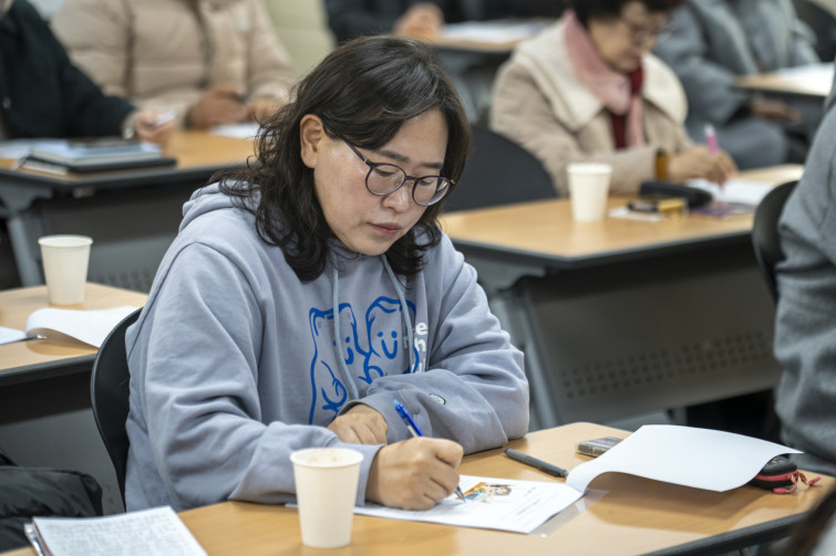 YTo1ODp7czo4OiJGaWxlTmFtZSI7czo0MDoiMjk0YjUxZDItZmFjZC00MDA2LThjOWItNzU5NDhmNTY1YTE3LmpwZyI7czoxMjoiRmlsZURhdGVUaW1lIjtpOjE3NzAxNjc4MDE7czo4OiJGaWxlU2l6ZSI7aToxMDg0NzU5O3M6ODoiRmlsZVR5cGUiO2k6MjtzOjg6Ik1pbWVUeXBlIjtzOjEwOiJpbWFnZS9qcGVnIjtzOjEzOiJTZWN0aW9uc0ZvdW5kIjtzOjMwOiJBTllfVEFHLCBJRkQwLCBUSFVNQk5BSUwsIEVYSUYiO3M6ODoiQ09NUFVURUQiO2E6OTp7czo0OiJodG1sIjtzOjI2OiJ3aWR0aD0iMTc1MiIgaGVpZ2h0PSIxMTY4IiI7czo2OiJIZWlnaHQiO2k6MTE2ODtzOjU6IldpZHRoIjtpOjE3NTI7czo3OiJJc0NvbG9yIjtpOjE7czoxNzoiQnl0ZU9yZGVyTW90b3JvbGEiO2k6MDtzOjE1OiJBcGVydHVyZUZOdW1iZXIiO3M6NToiZi80LjAiO3M6OToiQ29weXJpZ2h0IjtzOjQ6IllBQkMiO3M6MTg6IlRodW1ibmFpbC5GaWxlVHlwZSI7aToyO3M6MTg6IlRodW1ibmFpbC5NaW1lVHlwZSI7czoxMDoiaW1hZ2UvanBlZyI7fXM6NDoiTWFrZSI7czo0OiJTT05ZIjtzOjU6Ik1vZGVsIjtzOjg6IklMQ0UtN000IjtzOjExOiJYUmVzb2x1dGlvbiI7czo1OiIyNDAvMSI7czoxMToiWVJlc29sdXRpb24iO3M6NToiMjQwLzEiO3M6MTQ6IlJlc29sdXRpb25Vbml0IjtpOjI7czo4OiJTb2Z0d2FyZSI7czo1MjoiQWRvYmUgUGhvdG9zaG9wIExpZ2h0cm9vbSBDbGFzc2ljIDE1LjEuMSAoTWFjaW50b3NoKSI7czo4OiJEYXRlVGltZSI7czoxOToiMjAyNjowMjowMyAxMDowMTozMiI7czo2OiJBcnRpc3QiO3M6NzoiWUFCQ19TRyI7czo5OiJDb3B5cmlnaHQiO3M6NDoiWUFCQyI7czoxNjoiRXhpZl9JRkRfUG9pbnRlciI7aToyNTQ7czo5OiJUSFVNQk5BSUwiO2E6Njp7czoxMToiQ29tcHJlc3Npb24iO2k6NjtzOjExOiJYUmVzb2x1dGlvbiI7czo0OiI3Mi8xIjtzOjExOiJZUmVzb2x1dGlvbiI7czo0OiI3Mi8xIjtzOjE0OiJSZXNvbHV0aW9uVW5pdCI7aToyO3M6MjE6IkpQRUdJbnRlcmNoYW5nZUZvcm1hdCI7aToxMDQwO3M6Mjc6IkpQRUdJbnRlcmNoYW5nZUZvcm1hdExlbmd0aCI7aToxNTcxMDt9czoxMjoiRXhwb3N1cmVUaW1lIjtzOjQ6IjEvNjAiO3M6NzoiRk51bWJlciI7czozOiI0LzEiO3M6MTU6IkV4cG9zdXJlUHJvZ3JhbSI7aToxO3M6MTU6IklTT1NwZWVkUmF0aW5ncyI7aToxNjA7czoxOToiVW5kZWZpbmVkVGFnOjB4ODgzMCI7aToyO3M6MTk6IlVuZGVmaW5lZFRhZzoweDg4MzIiO2k6MTYwO3M6MTE6IkV4aWZWZXJzaW9uIjtzOjQ6IjAyMzIiO3M6MTY6IkRhdGVUaW1lT3JpZ2luYWwiO3M6MTk6IjIwMjY6MDE6MTcgMTA6MDg6MjYiO3M6MTc6IkRhdGVUaW1lRGlnaXRpemVkIjtzOjE5OiIyMDI2OjAxOjE3IDEwOjA4OjI2IjtzOjE5OiJVbmRlZmluZWRUYWc6MHg5MDEwIjtzOjY6IiswOTowMCI7czoxOToiVW5kZWZpbmVkVGFnOjB4OTAxMSI7czo2OiIrMDk6MDAiO3M6MTk6IlVuZGVmaW5lZFRhZzoweDkwMTIiO3M6NjoiKzA5OjAwIjtzOjE3OiJTaHV0dGVyU3BlZWRWYWx1ZSI7czoxNToiNTkwNjg5MS8xMDAwMDAwIjtzOjEzOiJBcGVydHVyZVZhbHVlIjtzOjM6IjQvMSI7czoxNToiQnJpZ2h0bmVzc1ZhbHVlIjtzOjk6Ijc3NzQvMjU2MCI7czoxNzoiRXhwb3N1cmVCaWFzVmFsdWUiO3M6NDoiMC8xMCI7czoxNjoiTWF4QXBlcnR1cmVWYWx1ZSI7czo4OiIxMDI0LzI1NiI7czoxMjoiTWV0ZXJpbmdNb2RlIjtpOjU7czoxMToiTGlnaHRTb3VyY2UiO2k6MjU1O3M6NToiRmxhc2giO2k6MTY7czoxMToiRm9jYWxMZW5ndGgiO3M6NzoiMTI1MC8xMCI7czoxODoiU3ViU2VjVGltZU9yaWdpbmFsIjtzOjM6IjU1NyI7czoxOToiU3ViU2VjVGltZURpZ2l0aXplZCI7czozOiI1NTciO3M6MTA6IkNvbG9yU3BhY2UiO2k6NjU1MzU7czoyMToiRm9jYWxQbGFuZVhSZXNvbHV0aW9uIjtzOjE0OiI2NDQ0OTMzOS8zMjc2OCI7czoyMToiRm9jYWxQbGFuZVlSZXNvbHV0aW9uIjtzOjE0OiI2NDQ0OTMzOS8zMjc2OCI7czoyNDoiRm9jYWxQbGFuZVJlc29sdXRpb25Vbml0IjtpOjM7czoxMDoiRmlsZVNvdXJjZSI7czoxOiIDIjtzOjk6IlNjZW5lVHlwZSI7czoxOiIBIjtzOjE0OiJDdXN0b21SZW5kZXJlZCI7aTowO3M6MTI6IkV4cG9zdXJlTW9kZSI7aToxO3M6MTI6IldoaXRlQmFsYW5jZSI7aToxO3M6MTY6IkRpZ2l0YWxab29tUmF0aW8iO3M6NToiMTYvMTYiO3M6MjE6IkZvY2FsTGVuZ3RoSW4zNW1tRmlsbSI7aToxMjU7czoxNjoiU2NlbmVDYXB0dXJlVHlwZSI7aTowO3M6ODoiQ29udHJhc3QiO2k6MTtzOjEwOiJTYXR1cmF0aW9uIjtpOjE7czo5OiJTaGFycG5lc3MiO2k6MDtzOjE5OiJVbmRlZmluZWRUYWc6MHhBNDMyIjthOjQ6e2k6MDtzOjY6IjcwMC8xMCI7aToxO3M6NzoiMjAwMC8xMCI7aToyO3M6NToiNDAvMTAiO2k6MztzOjU6IjQwLzEwIjt9czoxOToiVW5kZWZpbmVkVGFnOjB4QTQzNCI7czoyMDoiRkUgNzAtMjAwbW0gRjQgRyBPU1MiO30=