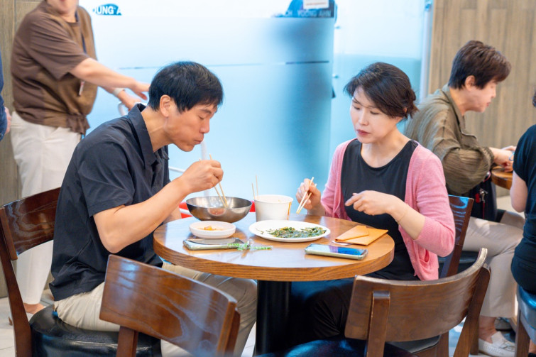 YTo1ODp7czo4OiJGaWxlTmFtZSI7czo0MToiMmE5YmFhZDMtODA4OC00NjI3LTlkMGYtNjk0MDE1MjJhNjM1LmpwZWciO3M6MTI6IkZpbGVEYXRlVGltZSI7aToxNzE4MTk0OTgzO3M6ODoiRmlsZVNpemUiO2k6MjcwNDk2O3M6ODoiRmlsZVR5cGUiO2k6MjtzOjg6Ik1pbWVUeXBlIjtzOjEwOiJpbWFnZS9qcGVnIjtzOjEzOiJTZWN0aW9uc0ZvdW5kIjtzOjE5OiJBTllfVEFHLCBJRkQwLCBFWElGIjtzOjg6IkNPTVBVVEVEIjthOjc6e3M6NDoiaHRtbCI7czoyNToid2lkdGg9IjEyODAiIGhlaWdodD0iODUzIiI7czo2OiJIZWlnaHQiO2k6ODUzO3M6NToiV2lkdGgiO2k6MTI4MDtzOjc6IklzQ29sb3IiO2k6MTtzOjE3OiJCeXRlT3JkZXJNb3Rvcm9sYSI7aToxO3M6ODoiQ0NEV2lkdGgiO3M6MzoiNm1tIjtzOjE1OiJBcGVydHVyZUZOdW1iZXIiO3M6NToiZi80LjAiO31zOjQ6Ik1ha2UiO3M6NDoiU09OWSI7czo1OiJNb2RlbCI7czo4OiJJTENFLTdNNCI7czoxMToiT3JpZW50YXRpb24iO2k6MTtzOjExOiJYUmVzb2x1dGlvbiI7czo1OiIyNDAvMSI7czoxMToiWVJlc29sdXRpb24iO3M6NToiMjQwLzEiO3M6MTQ6IlJlc29sdXRpb25Vbml0IjtpOjI7czo4OiJTb2Z0d2FyZSI7czo1MDoiQWRvYmUgUGhvdG9zaG9wIExpZ2h0cm9vbSBDbGFzc2ljIDEzLjMgKE1hY2ludG9zaCkiO3M6ODoiRGF0ZVRpbWUiO3M6MTk6IjIwMjQ6MDY6MDkgMjE6MTI6NDgiO3M6MTY6IkV4aWZfSUZEX1BvaW50ZXIiO2k6MjI2O3M6MTI6IkV4cG9zdXJlVGltZSI7czo0OiIxLzYwIjtzOjc6IkZOdW1iZXIiO3M6MzoiNC8xIjtzOjE1OiJFeHBvc3VyZVByb2dyYW0iO2k6MTtzOjE1OiJJU09TcGVlZFJhdGluZ3MiO2k6ODAwO3M6MTk6IlVuZGVmaW5lZFRhZzoweDg4MzAiO2k6MjtzOjE5OiJVbmRlZmluZWRUYWc6MHg4ODMyIjtpOjgwMDtzOjExOiJFeGlmVmVyc2lvbiI7czo0OiIwMjMyIjtzOjE2OiJEYXRlVGltZU9yaWdpbmFsIjtzOjE5OiIyMDI0OjA2OjA5IDExOjMxOjExIjtzOjE3OiJEYXRlVGltZURpZ2l0aXplZCI7czoxOToiMjAyNDowNjowOSAxMTozMToxMSI7czoxOToiVW5kZWZpbmVkVGFnOjB4OTAxMCI7czo2OiIrMDk6MDAiO3M6MTk6IlVuZGVmaW5lZFRhZzoweDkwMTEiO3M6NjoiKzA5OjAwIjtzOjE5OiJVbmRlZmluZWRUYWc6MHg5MDEyIjtzOjY6IiswOTowMCI7czoxNzoiU2h1dHRlclNwZWVkVmFsdWUiO3M6MTE6Ijg4MTE5LzE0OTE4IjtzOjEzOiJBcGVydHVyZVZhbHVlIjtzOjM6IjQvMSI7czoxNToiQnJpZ2h0bmVzc1ZhbHVlIjtzOjk6IjE4MzcvMTI4MCI7czoxNzoiRXhwb3N1cmVCaWFzVmFsdWUiO3M6MzoiMC8xIjtzOjE2OiJNYXhBcGVydHVyZVZhbHVlIjtzOjM6IjQvMSI7czoxMjoiTWV0ZXJpbmdNb2RlIjtpOjU7czoxMToiTGlnaHRTb3VyY2UiO2k6MDtzOjU6IkZsYXNoIjtpOjE2O3M6MTE6IkZvY2FsTGVuZ3RoIjtzOjQ6IjY1LzEiO3M6MTg6IlN1YlNlY1RpbWVPcmlnaW5hbCI7czozOiI0MTAiO3M6MTk6IlN1YlNlY1RpbWVEaWdpdGl6ZWQiO3M6MzoiNDEwIjtzOjEwOiJDb2xvclNwYWNlIjtpOjE7czoxNDoiRXhpZkltYWdlV2lkdGgiO2k6MTI4MDtzOjE1OiJFeGlmSW1hZ2VMZW5ndGgiO2k6ODUzO3M6MjE6IkZvY2FsUGxhbmVYUmVzb2x1dGlvbiI7czoxMjoiMjY3ODgzMy8xMzYyIjtzOjIxOiJGb2NhbFBsYW5lWVJlc29sdXRpb24iO3M6MTI6IjI2Nzg4MzMvMTM2MiI7czoyNDoiRm9jYWxQbGFuZVJlc29sdXRpb25Vbml0IjtpOjM7czoxMDoiRmlsZVNvdXJjZSI7czoxOiIDIjtzOjk6IlNjZW5lVHlwZSI7czoxOiIBIjtzOjE0OiJDdXN0b21SZW5kZXJlZCI7aTowO3M6MTI6IkV4cG9zdXJlTW9kZSI7aToxO3M6MTI6IldoaXRlQmFsYW5jZSI7aTowO3M6MTY6IkRpZ2l0YWxab29tUmF0aW8iO3M6MzoiMS8xIjtzOjIxOiJGb2NhbExlbmd0aEluMzVtbUZpbG0iO2k6NjU7czoxNjoiU2NlbmVDYXB0dXJlVHlwZSI7aTowO3M6ODoiQ29udHJhc3QiO2k6MDtzOjEwOiJTYXR1cmF0aW9uIjtpOjA7czo5OiJTaGFycG5lc3MiO2k6MDtzOjE5OiJVbmRlZmluZWRUYWc6MHhBNDMyIjthOjQ6e2k6MDtzOjQ6IjI0LzEiO2k6MTtzOjU6IjEwNS8xIjtpOjI7czozOiI0LzEiO2k6MztzOjM6IjQvMSI7fXM6MTk6IlVuZGVmaW5lZFRhZzoweEE0MzQiO3M6MjA6IkZFIDI0LTEwNW1tIEY0IEcgT1NTIjt9