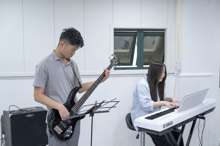 YTo1ODp7czo4OiJGaWxlTmFtZSI7czo0MDoiMmIzNzdlZjgtODJjYi00MTc3LWIzNDQtODAxN2YyMjZiMDdlLmpwZyI7czoxMjoiRmlsZURhdGVUaW1lIjtpOjE3NDcwOTY4OTY7czo4OiJGaWxlU2l6ZSI7aTo5MjYzNDk7czo4OiJGaWxlVHlwZSI7aToyO3M6ODoiTWltZVR5cGUiO3M6MTA6ImltYWdlL2pwZWciO3M6MTM6IlNlY3Rpb25zRm91bmQiO3M6MzA6IkFOWV9UQUcsIElGRDAsIFRIVU1CTkFJTCwgRVhJRiI7czo4OiJDT01QVVRFRCI7YTo5OntzOjQ6Imh0bWwiO3M6MjY6IndpZHRoPSIxNzUyIiBoZWlnaHQ9IjExNjgiIjtzOjY6IkhlaWdodCI7aToxMTY4O3M6NToiV2lkdGgiO2k6MTc1MjtzOjc6IklzQ29sb3IiO2k6MTtzOjE3OiJCeXRlT3JkZXJNb3Rvcm9sYSI7aTowO3M6MTU6IkFwZXJ0dXJlRk51bWJlciI7czo1OiJmLzIuOCI7czo5OiJDb3B5cmlnaHQiO3M6NDoiWUFCQyI7czoxODoiVGh1bWJuYWlsLkZpbGVUeXBlIjtpOjI7czoxODoiVGh1bWJuYWlsLk1pbWVUeXBlIjtzOjEwOiJpbWFnZS9qcGVnIjt9czo0OiJNYWtlIjtzOjQ6IlNPTlkiO3M6NToiTW9kZWwiO3M6ODoiSUxDRS03TTQiO3M6MTE6IlhSZXNvbHV0aW9uIjtzOjU6IjI0MC8xIjtzOjExOiJZUmVzb2x1dGlvbiI7czo1OiIyNDAvMSI7czoxNDoiUmVzb2x1dGlvblVuaXQiO2k6MjtzOjg6IlNvZnR3YXJlIjtzOjUyOiJBZG9iZSBQaG90b3Nob3AgTGlnaHRyb29tIENsYXNzaWMgMTQuMy4xIChNYWNpbnRvc2gpIjtzOjg6IkRhdGVUaW1lIjtzOjE5OiIyMDI1OjA1OjExIDIxOjEyOjU2IjtzOjY6IkFydGlzdCI7czo3OiJZQUJDX1NHIjtzOjk6IkNvcHlyaWdodCI7czo0OiJZQUJDIjtzOjE2OiJFeGlmX0lGRF9Qb2ludGVyIjtpOjI1NDtzOjk6IlRIVU1CTkFJTCI7YTo2OntzOjExOiJDb21wcmVzc2lvbiI7aTo2O3M6MTE6IlhSZXNvbHV0aW9uIjtzOjQ6IjcyLzEiO3M6MTE6IllSZXNvbHV0aW9uIjtzOjQ6IjcyLzEiO3M6MTQ6IlJlc29sdXRpb25Vbml0IjtpOjI7czoyMToiSlBFR0ludGVyY2hhbmdlRm9ybWF0IjtpOjEwNDA7czoyNzoiSlBFR0ludGVyY2hhbmdlRm9ybWF0TGVuZ3RoIjtpOjExMDYyO31zOjEyOiJFeHBvc3VyZVRpbWUiO3M6NToiMS8yMDAiO3M6NzoiRk51bWJlciI7czo1OiIyOC8xMCI7czoxNToiRXhwb3N1cmVQcm9ncmFtIjtpOjE7czoxNToiSVNPU3BlZWRSYXRpbmdzIjtpOjMyMDtzOjE5OiJVbmRlZmluZWRUYWc6MHg4ODMwIjtpOjI7czoxOToiVW5kZWZpbmVkVGFnOjB4ODgzMiI7aTozMjA7czoxMToiRXhpZlZlcnNpb24iO3M6NDoiMDIzMiI7czoxNjoiRGF0ZVRpbWVPcmlnaW5hbCI7czoxOToiMjAyNTowNToxMSAxNTo0MTo0NyI7czoxNzoiRGF0ZVRpbWVEaWdpdGl6ZWQiO3M6MTk6IjIwMjU6MDU6MTEgMTU6NDE6NDciO3M6MTk6IlVuZGVmaW5lZFRhZzoweDkwMTAiO3M6NjoiKzA5OjAwIjtzOjE5OiJVbmRlZmluZWRUYWc6MHg5MDExIjtzOjY6IiswOTowMCI7czoxOToiVW5kZWZpbmVkVGFnOjB4OTAxMiI7czo2OiIrMDk6MDAiO3M6MTc6IlNodXR0ZXJTcGVlZFZhbHVlIjtzOjE1OiI3NjQzODU2LzEwMDAwMDAiO3M6MTM6IkFwZXJ0dXJlVmFsdWUiO3M6MTU6IjI5NzA4NTQvMTAwMDAwMCI7czoxNToiQnJpZ2h0bmVzc1ZhbHVlIjtzOjEwOiIxMDMzNC8yNTYwIjtzOjE3OiJFeHBvc3VyZUJpYXNWYWx1ZSI7czo0OiIwLzEwIjtzOjE2OiJNYXhBcGVydHVyZVZhbHVlIjtzOjc6Ijc2MC8yNTYiO3M6MTI6Ik1ldGVyaW5nTW9kZSI7aTo1O3M6MTE6IkxpZ2h0U291cmNlIjtpOjA7czo1OiJGbGFzaCI7aToxMztzOjExOiJGb2NhbExlbmd0aCI7czo2OiI0NjAvMTAiO3M6MTg6IlN1YlNlY1RpbWVPcmlnaW5hbCI7czozOiI0OTYiO3M6MTk6IlN1YlNlY1RpbWVEaWdpdGl6ZWQiO3M6MzoiNDk2IjtzOjEwOiJDb2xvclNwYWNlIjtpOjY1NTM1O3M6MjE6IkZvY2FsUGxhbmVYUmVzb2x1dGlvbiI7czoxNDoiNjQ0NDkzMzkvMzI3NjgiO3M6MjE6IkZvY2FsUGxhbmVZUmVzb2x1dGlvbiI7czoxNDoiNjQ0NDkzMzkvMzI3NjgiO3M6MjQ6IkZvY2FsUGxhbmVSZXNvbHV0aW9uVW5pdCI7aTozO3M6MTA6IkZpbGVTb3VyY2UiO3M6MToiAyI7czo5OiJTY2VuZVR5cGUiO3M6MToiASI7czoxNDoiQ3VzdG9tUmVuZGVyZWQiO2k6MDtzOjEyOiJFeHBvc3VyZU1vZGUiO2k6MTtzOjEyOiJXaGl0ZUJhbGFuY2UiO2k6MTtzOjE2OiJEaWdpdGFsWm9vbVJhdGlvIjtzOjU6IjE2LzE2IjtzOjIxOiJGb2NhbExlbmd0aEluMzVtbUZpbG0iO2k6NDY7czoxNjoiU2NlbmVDYXB0dXJlVHlwZSI7aTowO3M6ODoiQ29udHJhc3QiO2k6MDtzOjEwOiJTYXR1cmF0aW9uIjtpOjA7czo5OiJTaGFycG5lc3MiO2k6MDtzOjE5OiJVbmRlZmluZWRUYWc6MHhBNDMyIjthOjQ6e2k6MDtzOjY6IjI0MC8xMCI7aToxO3M6NjoiNzAwLzEwIjtpOjI7czo1OiIyOC8xMCI7aTozO3M6NToiMjgvMTAiO31zOjE5OiJVbmRlZmluZWRUYWc6MHhBNDM0IjtzOjIxOiJGRSAyNC03MG1tIEYyLjggR00gSUkiO30=