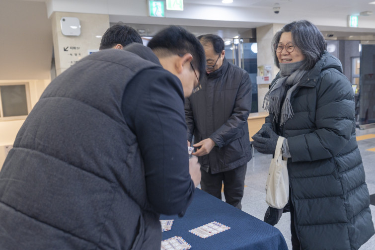 YTo1ODp7czo4OiJGaWxlTmFtZSI7czo0MDoiMmQxODA5MDYtNWYwYS00MjQ5LTk0M2UtZTJiZGQ4ODI2YmM4LmpwZyI7czoxMjoiRmlsZURhdGVUaW1lIjtpOjE3Njc0Mjk5NDM7czo4OiJGaWxlU2l6ZSI7aTo5NDk2ODA7czo4OiJGaWxlVHlwZSI7aToyO3M6ODoiTWltZVR5cGUiO3M6MTA6ImltYWdlL2pwZWciO3M6MTM6IlNlY3Rpb25zRm91bmQiO3M6MzA6IkFOWV9UQUcsIElGRDAsIFRIVU1CTkFJTCwgRVhJRiI7czo4OiJDT01QVVRFRCI7YTo5OntzOjQ6Imh0bWwiO3M6MjY6IndpZHRoPSIxNTMyIiBoZWlnaHQ9IjEwMjEiIjtzOjY6IkhlaWdodCI7aToxMDIxO3M6NToiV2lkdGgiO2k6MTUzMjtzOjc6IklzQ29sb3IiO2k6MTtzOjE3OiJCeXRlT3JkZXJNb3Rvcm9sYSI7aTowO3M6MTU6IkFwZXJ0dXJlRk51bWJlciI7czo1OiJmLzQuMCI7czo5OiJDb3B5cmlnaHQiO3M6NDoiWUFCQyI7czoxODoiVGh1bWJuYWlsLkZpbGVUeXBlIjtpOjI7czoxODoiVGh1bWJuYWlsLk1pbWVUeXBlIjtzOjEwOiJpbWFnZS9qcGVnIjt9czo0OiJNYWtlIjtzOjQ6IlNPTlkiO3M6NToiTW9kZWwiO3M6ODoiSUxDRS03TTQiO3M6MTE6IlhSZXNvbHV0aW9uIjtzOjU6IjI0MC8xIjtzOjExOiJZUmVzb2x1dGlvbiI7czo1OiIyNDAvMSI7czoxNDoiUmVzb2x1dGlvblVuaXQiO2k6MjtzOjg6IlNvZnR3YXJlIjtzOjUwOiJBZG9iZSBQaG90b3Nob3AgTGlnaHRyb29tIENsYXNzaWMgMTUuMSAoTWFjaW50b3NoKSI7czo4OiJEYXRlVGltZSI7czoxOToiMjAyNjowMTowMyAxNzowOTo1MyI7czo2OiJBcnRpc3QiO3M6NzoiWUFCQ19TRyI7czo5OiJDb3B5cmlnaHQiO3M6NDoiWUFCQyI7czoxNjoiRXhpZl9JRkRfUG9pbnRlciI7aToyNTI7czo5OiJUSFVNQk5BSUwiO2E6Njp7czoxMToiQ29tcHJlc3Npb24iO2k6NjtzOjExOiJYUmVzb2x1dGlvbiI7czo0OiI3Mi8xIjtzOjExOiJZUmVzb2x1dGlvbiI7czo0OiI3Mi8xIjtzOjE0OiJSZXNvbHV0aW9uVW5pdCI7aToyO3M6MjE6IkpQRUdJbnRlcmNoYW5nZUZvcm1hdCI7aToxMDM4O3M6Mjc6IkpQRUdJbnRlcmNoYW5nZUZvcm1hdExlbmd0aCI7aToxMzA2Mzt9czoxMjoiRXhwb3N1cmVUaW1lIjtzOjQ6IjEvNjAiO3M6NzoiRk51bWJlciI7czozOiI0LzEiO3M6MTU6IkV4cG9zdXJlUHJvZ3JhbSI7aToxO3M6MTU6IklTT1NwZWVkUmF0aW5ncyI7aTo1MDA7czoxOToiVW5kZWZpbmVkVGFnOjB4ODgzMCI7aToyO3M6MTk6IlVuZGVmaW5lZFRhZzoweDg4MzIiO2k6NTAwO3M6MTE6IkV4aWZWZXJzaW9uIjtzOjQ6IjAyMzIiO3M6MTY6IkRhdGVUaW1lT3JpZ2luYWwiO3M6MTk6IjIwMjY6MDE6MDIgMDU6Mzk6MDgiO3M6MTc6IkRhdGVUaW1lRGlnaXRpemVkIjtzOjE5OiIyMDI2OjAxOjAyIDA1OjM5OjA4IjtzOjE5OiJVbmRlZmluZWRUYWc6MHg5MDEwIjtzOjY6IiswOTowMCI7czoxOToiVW5kZWZpbmVkVGFnOjB4OTAxMSI7czo2OiIrMDk6MDAiO3M6MTk6IlVuZGVmaW5lZFRhZzoweDkwMTIiO3M6NjoiKzA5OjAwIjtzOjE3OiJTaHV0dGVyU3BlZWRWYWx1ZSI7czoxNToiNTkwNjg5MS8xMDAwMDAwIjtzOjEzOiJBcGVydHVyZVZhbHVlIjtzOjM6IjQvMSI7czoxNToiQnJpZ2h0bmVzc1ZhbHVlIjtzOjk6IjI2NjQvMjU2MCI7czoxNzoiRXhwb3N1cmVCaWFzVmFsdWUiO3M6NDoiMC8xMCI7czoxNjoiTWF4QXBlcnR1cmVWYWx1ZSI7czo3OiI3NjAvMjU2IjtzOjEyOiJNZXRlcmluZ01vZGUiO2k6NTtzOjExOiJMaWdodFNvdXJjZSI7aTowO3M6NToiRmxhc2giO2k6MTY7czoxMToiRm9jYWxMZW5ndGgiO3M6NjoiMjgwLzEwIjtzOjE4OiJTdWJTZWNUaW1lT3JpZ2luYWwiO3M6MzoiMDA2IjtzOjE5OiJTdWJTZWNUaW1lRGlnaXRpemVkIjtzOjM6IjAwNiI7czoxMDoiQ29sb3JTcGFjZSI7aTo2NTUzNTtzOjIxOiJGb2NhbFBsYW5lWFJlc29sdXRpb24iO3M6MTQ6IjY0NDQ5MzM5LzMyNzY4IjtzOjIxOiJGb2NhbFBsYW5lWVJlc29sdXRpb24iO3M6MTQ6IjY0NDQ5MzM5LzMyNzY4IjtzOjI0OiJGb2NhbFBsYW5lUmVzb2x1dGlvblVuaXQiO2k6MztzOjEwOiJGaWxlU291cmNlIjtzOjE6IgMiO3M6OToiU2NlbmVUeXBlIjtzOjE6IgEiO3M6MTQ6IkN1c3RvbVJlbmRlcmVkIjtpOjA7czoxMjoiRXhwb3N1cmVNb2RlIjtpOjE7czoxMjoiV2hpdGVCYWxhbmNlIjtpOjA7czoxNjoiRGlnaXRhbFpvb21SYXRpbyI7czo1OiIxNi8xNiI7czoyMToiRm9jYWxMZW5ndGhJbjM1bW1GaWxtIjtpOjI4O3M6MTY6IlNjZW5lQ2FwdHVyZVR5cGUiO2k6MDtzOjg6IkNvbnRyYXN0IjtpOjA7czoxMDoiU2F0dXJhdGlvbiI7aTowO3M6OToiU2hhcnBuZXNzIjtpOjA7czoxOToiVW5kZWZpbmVkVGFnOjB4QTQzMiI7YTo0OntpOjA7czo2OiIyNDAvMTAiO2k6MTtzOjY6IjcwMC8xMCI7aToyO3M6NToiMjgvMTAiO2k6MztzOjU6IjI4LzEwIjt9czoxOToiVW5kZWZpbmVkVGFnOjB4QTQzNCI7czoyMToiRkUgMjQtNzBtbSBGMi44IEdNIElJIjt9