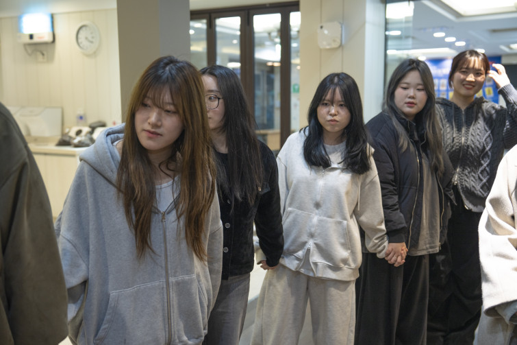 YTo1ODp7czo4OiJGaWxlTmFtZSI7czo0MDoiMzBmMjkzNzktYjE0Mi00ZGNhLThkMjMtODJiYTNkZjcwNTI2LmpwZyI7czoxMjoiRmlsZURhdGVUaW1lIjtpOjE3NDIyNTkyNDc7czo4OiJGaWxlU2l6ZSI7aToxMTQ4NzM2O3M6ODoiRmlsZVR5cGUiO2k6MjtzOjg6Ik1pbWVUeXBlIjtzOjEwOiJpbWFnZS9qcGVnIjtzOjEzOiJTZWN0aW9uc0ZvdW5kIjtzOjMwOiJBTllfVEFHLCBJRkQwLCBUSFVNQk5BSUwsIEVYSUYiO3M6ODoiQ09NUFVURUQiO2E6OTp7czo0OiJodG1sIjtzOjI2OiJ3aWR0aD0iMTc1MiIgaGVpZ2h0PSIxMTY4IiI7czo2OiJIZWlnaHQiO2k6MTE2ODtzOjU6IldpZHRoIjtpOjE3NTI7czo3OiJJc0NvbG9yIjtpOjE7czoxNzoiQnl0ZU9yZGVyTW90b3JvbGEiO2k6MDtzOjE1OiJBcGVydHVyZUZOdW1iZXIiO3M6NToiZi8yLjgiO3M6OToiQ29weXJpZ2h0IjtzOjQ6IllBQkMiO3M6MTg6IlRodW1ibmFpbC5GaWxlVHlwZSI7aToyO3M6MTg6IlRodW1ibmFpbC5NaW1lVHlwZSI7czoxMDoiaW1hZ2UvanBlZyI7fXM6NDoiTWFrZSI7czo0OiJTT05ZIjtzOjU6Ik1vZGVsIjtzOjg6IklMQ0UtN000IjtzOjExOiJYUmVzb2x1dGlvbiI7czo1OiIyNDAvMSI7czoxMToiWVJlc29sdXRpb24iO3M6NToiMjQwLzEiO3M6MTQ6IlJlc29sdXRpb25Vbml0IjtpOjI7czo4OiJTb2Z0d2FyZSI7czo1MDoiQWRvYmUgUGhvdG9zaG9wIExpZ2h0cm9vbSBDbGFzc2ljIDE0LjIgKE1hY2ludG9zaCkiO3M6ODoiRGF0ZVRpbWUiO3M6MTk6IjIwMjU6MDM6MTggMDk6NTI6NDciO3M6NjoiQXJ0aXN0IjtzOjc6IllBQkNfU0ciO3M6OToiQ29weXJpZ2h0IjtzOjQ6IllBQkMiO3M6MTY6IkV4aWZfSUZEX1BvaW50ZXIiO2k6MjUyO3M6OToiVEhVTUJOQUlMIjthOjY6e3M6MTE6IkNvbXByZXNzaW9uIjtpOjY7czoxMToiWFJlc29sdXRpb24iO3M6NDoiNzIvMSI7czoxMToiWVJlc29sdXRpb24iO3M6NDoiNzIvMSI7czoxNDoiUmVzb2x1dGlvblVuaXQiO2k6MjtzOjIxOiJKUEVHSW50ZXJjaGFuZ2VGb3JtYXQiO2k6MTAzODtzOjI3OiJKUEVHSW50ZXJjaGFuZ2VGb3JtYXRMZW5ndGgiO2k6MTUxMTk7fXM6MTI6IkV4cG9zdXJlVGltZSI7czo0OiIxLzYwIjtzOjc6IkZOdW1iZXIiO3M6NToiMjgvMTAiO3M6MTU6IkV4cG9zdXJlUHJvZ3JhbSI7aToxO3M6MTU6IklTT1NwZWVkUmF0aW5ncyI7aTo0MDA7czoxOToiVW5kZWZpbmVkVGFnOjB4ODgzMCI7aToyO3M6MTk6IlVuZGVmaW5lZFRhZzoweDg4MzIiO2k6NDAwO3M6MTE6IkV4aWZWZXJzaW9uIjtzOjQ6IjAyMzIiO3M6MTY6IkRhdGVUaW1lT3JpZ2luYWwiO3M6MTk6IjIwMjU6MDM6MTYgMTY6MTU6NDgiO3M6MTc6IkRhdGVUaW1lRGlnaXRpemVkIjtzOjE5OiIyMDI1OjAzOjE2IDE2OjE1OjQ4IjtzOjE5OiJVbmRlZmluZWRUYWc6MHg5MDEwIjtzOjY6IiswOTowMCI7czoxOToiVW5kZWZpbmVkVGFnOjB4OTAxMSI7czo2OiIrMDk6MDAiO3M6MTk6IlVuZGVmaW5lZFRhZzoweDkwMTIiO3M6NjoiKzA5OjAwIjtzOjE3OiJTaHV0dGVyU3BlZWRWYWx1ZSI7czoxNToiNTkwNjg5MS8xMDAwMDAwIjtzOjEzOiJBcGVydHVyZVZhbHVlIjtzOjE1OiIyOTcwODU0LzEwMDAwMDAiO3M6MTU6IkJyaWdodG5lc3NWYWx1ZSI7czo5OiIyNTA0LzI1NjAiO3M6MTc6IkV4cG9zdXJlQmlhc1ZhbHVlIjtzOjQ6IjAvMTAiO3M6MTY6Ik1heEFwZXJ0dXJlVmFsdWUiO3M6NzoiNzYwLzI1NiI7czoxMjoiTWV0ZXJpbmdNb2RlIjtpOjU7czoxMToiTGlnaHRTb3VyY2UiO2k6MDtzOjU6IkZsYXNoIjtpOjEzO3M6MTE6IkZvY2FsTGVuZ3RoIjtzOjY6IjM5MC8xMCI7czoxODoiU3ViU2VjVGltZU9yaWdpbmFsIjtzOjM6IjE5NiI7czoxOToiU3ViU2VjVGltZURpZ2l0aXplZCI7czozOiIxOTYiO3M6MTA6IkNvbG9yU3BhY2UiO2k6NjU1MzU7czoyMToiRm9jYWxQbGFuZVhSZXNvbHV0aW9uIjtzOjE0OiI2NDQ0OTMzOS8zMjc2OCI7czoyMToiRm9jYWxQbGFuZVlSZXNvbHV0aW9uIjtzOjE0OiI2NDQ0OTMzOS8zMjc2OCI7czoyNDoiRm9jYWxQbGFuZVJlc29sdXRpb25Vbml0IjtpOjM7czoxMDoiRmlsZVNvdXJjZSI7czoxOiIDIjtzOjk6IlNjZW5lVHlwZSI7czoxOiIBIjtzOjE0OiJDdXN0b21SZW5kZXJlZCI7aTowO3M6MTI6IkV4cG9zdXJlTW9kZSI7aToxO3M6MTI6IldoaXRlQmFsYW5jZSI7aTowO3M6MTY6IkRpZ2l0YWxab29tUmF0aW8iO3M6NToiMTYvMTYiO3M6MjE6IkZvY2FsTGVuZ3RoSW4zNW1tRmlsbSI7aTozOTtzOjE2OiJTY2VuZUNhcHR1cmVUeXBlIjtpOjA7czo4OiJDb250cmFzdCI7aTowO3M6MTA6IlNhdHVyYXRpb24iO2k6MDtzOjk6IlNoYXJwbmVzcyI7aTowO3M6MTk6IlVuZGVmaW5lZFRhZzoweEE0MzIiO2E6NDp7aTowO3M6NjoiMjQwLzEwIjtpOjE7czo2OiI3MDAvMTAiO2k6MjtzOjU6IjI4LzEwIjtpOjM7czo1OiIyOC8xMCI7fXM6MTk6IlVuZGVmaW5lZFRhZzoweEE0MzQiO3M6MjE6IkZFIDI0LTcwbW0gRjIuOCBHTSBJSSI7fQ==