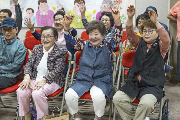 YTo1ODp7czo4OiJGaWxlTmFtZSI7czo0MDoiMzk3NzVkNWUtMWExMC00NzI4LWI3YTgtNzRlOWEyNDMxZDZmLmpwZyI7czoxMjoiRmlsZURhdGVUaW1lIjtpOjE3NDg1ODU1MDU7czo4OiJGaWxlU2l6ZSI7aTozMzg1OTUwO3M6ODoiRmlsZVR5cGUiO2k6MjtzOjg6Ik1pbWVUeXBlIjtzOjEwOiJpbWFnZS9qcGVnIjtzOjEzOiJTZWN0aW9uc0ZvdW5kIjtzOjMwOiJBTllfVEFHLCBJRkQwLCBUSFVNQk5BSUwsIEVYSUYiO3M6ODoiQ09NUFVURUQiO2E6OTp7czo0OiJodG1sIjtzOjI2OiJ3aWR0aD0iMTc0NSIgaGVpZ2h0PSIxMTYzIiI7czo2OiJIZWlnaHQiO2k6MTE2MztzOjU6IldpZHRoIjtpOjE3NDU7czo3OiJJc0NvbG9yIjtpOjE7czoxNzoiQnl0ZU9yZGVyTW90b3JvbGEiO2k6MDtzOjE1OiJBcGVydHVyZUZOdW1iZXIiO3M6NToiZi8yLjgiO3M6OToiQ29weXJpZ2h0IjtzOjQ6IllBQkMiO3M6MTg6IlRodW1ibmFpbC5GaWxlVHlwZSI7aToyO3M6MTg6IlRodW1ibmFpbC5NaW1lVHlwZSI7czoxMDoiaW1hZ2UvanBlZyI7fXM6NDoiTWFrZSI7czo0OiJTT05ZIjtzOjU6Ik1vZGVsIjtzOjg6IklMQ0UtN000IjtzOjExOiJYUmVzb2x1dGlvbiI7czo1OiIyNDAvMSI7czoxMToiWVJlc29sdXRpb24iO3M6NToiMjQwLzEiO3M6MTQ6IlJlc29sdXRpb25Vbml0IjtpOjI7czo4OiJTb2Z0d2FyZSI7czo1MjoiQWRvYmUgUGhvdG9zaG9wIExpZ2h0cm9vbSBDbGFzc2ljIDE0LjMuMSAoTWFjaW50b3NoKSI7czo4OiJEYXRlVGltZSI7czoxOToiMjAyNTowNTozMCAxNTowODo0OSI7czo2OiJBcnRpc3QiO3M6NzoiWUFCQ19TRyI7czo5OiJDb3B5cmlnaHQiO3M6NDoiWUFCQyI7czoxNjoiRXhpZl9JRkRfUG9pbnRlciI7aToyNTQ7czo5OiJUSFVNQk5BSUwiO2E6Njp7czoxMToiQ29tcHJlc3Npb24iO2k6NjtzOjExOiJYUmVzb2x1dGlvbiI7czo0OiI3Mi8xIjtzOjExOiJZUmVzb2x1dGlvbiI7czo0OiI3Mi8xIjtzOjE0OiJSZXNvbHV0aW9uVW5pdCI7aToyO3M6MjE6IkpQRUdJbnRlcmNoYW5nZUZvcm1hdCI7aToxMDQwO3M6Mjc6IkpQRUdJbnRlcmNoYW5nZUZvcm1hdExlbmd0aCI7aToyMTM1Njt9czoxMjoiRXhwb3N1cmVUaW1lIjtzOjY6IjEvMTAwMCI7czo3OiJGTnVtYmVyIjtzOjU6IjI4LzEwIjtzOjE1OiJFeHBvc3VyZVByb2dyYW0iO2k6MTtzOjE1OiJJU09TcGVlZFJhdGluZ3MiO2k6MjAwMDtzOjE5OiJVbmRlZmluZWRUYWc6MHg4ODMwIjtpOjI7czoxOToiVW5kZWZpbmVkVGFnOjB4ODgzMiI7aToyMDAwO3M6MTE6IkV4aWZWZXJzaW9uIjtzOjQ6IjAyMzIiO3M6MTY6IkRhdGVUaW1lT3JpZ2luYWwiO3M6MTk6IjIwMjU6MDU6MzAgMTE6MzE6MzIiO3M6MTc6IkRhdGVUaW1lRGlnaXRpemVkIjtzOjE5OiIyMDI1OjA1OjMwIDExOjMxOjMyIjtzOjE5OiJVbmRlZmluZWRUYWc6MHg5MDEwIjtzOjY6IiswOTowMCI7czoxOToiVW5kZWZpbmVkVGFnOjB4OTAxMSI7czo2OiIrMDk6MDAiO3M6MTk6IlVuZGVmaW5lZFRhZzoweDkwMTIiO3M6NjoiKzA5OjAwIjtzOjE3OiJTaHV0dGVyU3BlZWRWYWx1ZSI7czoxNToiOTk2NTc4NC8xMDAwMDAwIjtzOjEzOiJBcGVydHVyZVZhbHVlIjtzOjE1OiIyOTcwODU0LzEwMDAwMDAiO3M6MTU6IkJyaWdodG5lc3NWYWx1ZSI7czo5OiI0NDg0LzI1NjAiO3M6MTc6IkV4cG9zdXJlQmlhc1ZhbHVlIjtzOjQ6IjAvMTAiO3M6MTY6Ik1heEFwZXJ0dXJlVmFsdWUiO3M6NzoiNzYwLzI1NiI7czoxMjoiTWV0ZXJpbmdNb2RlIjtpOjU7czoxMToiTGlnaHRTb3VyY2UiO2k6MDtzOjU6IkZsYXNoIjtpOjE2O3M6MTE6IkZvY2FsTGVuZ3RoIjtzOjY6IjU1MC8xMCI7czoxODoiU3ViU2VjVGltZU9yaWdpbmFsIjtzOjM6IjM3NyI7czoxOToiU3ViU2VjVGltZURpZ2l0aXplZCI7czozOiIzNzciO3M6MTA6IkNvbG9yU3BhY2UiO2k6NjU1MzU7czoyMToiRm9jYWxQbGFuZVhSZXNvbHV0aW9uIjtzOjE0OiI2NDQ0OTMzOS8zMjc2OCI7czoyMToiRm9jYWxQbGFuZVlSZXNvbHV0aW9uIjtzOjE0OiI2NDQ0OTMzOS8zMjc2OCI7czoyNDoiRm9jYWxQbGFuZVJlc29sdXRpb25Vbml0IjtpOjM7czoxMDoiRmlsZVNvdXJjZSI7czoxOiIDIjtzOjk6IlNjZW5lVHlwZSI7czoxOiIBIjtzOjE0OiJDdXN0b21SZW5kZXJlZCI7aTowO3M6MTI6IkV4cG9zdXJlTW9kZSI7aToxO3M6MTI6IldoaXRlQmFsYW5jZSI7aToxO3M6MTY6IkRpZ2l0YWxab29tUmF0aW8iO3M6NToiMTYvMTYiO3M6MjE6IkZvY2FsTGVuZ3RoSW4zNW1tRmlsbSI7aTo1NTtzOjE2OiJTY2VuZUNhcHR1cmVUeXBlIjtpOjA7czo4OiJDb250cmFzdCI7aTowO3M6MTA6IlNhdHVyYXRpb24iO2k6MDtzOjk6IlNoYXJwbmVzcyI7aTowO3M6MTk6IlVuZGVmaW5lZFRhZzoweEE0MzIiO2E6NDp7aTowO3M6NjoiMjQwLzEwIjtpOjE7czo2OiI3MDAvMTAiO2k6MjtzOjU6IjI4LzEwIjtpOjM7czo1OiIyOC8xMCI7fXM6MTk6IlVuZGVmaW5lZFRhZzoweEE0MzQiO3M6MjE6IkZFIDI0LTcwbW0gRjIuOCBHTSBJSSI7fQ==