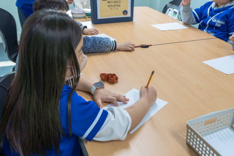 YTo1NDp7czo4OiJGaWxlTmFtZSI7czo0MDoiM2JmNTMxZDctMDFmYS00YjhlLTkyZDUtM2MzZWE5OGRjNGViLmpwZyI7czoxMjoiRmlsZURhdGVUaW1lIjtpOjE3NzM4MDk1MTY7czo4OiJGaWxlU2l6ZSI7aToxNzAyNDQ5O3M6ODoiRmlsZVR5cGUiO2k6MjtzOjg6Ik1pbWVUeXBlIjtzOjEwOiJpbWFnZS9qcGVnIjtzOjEzOiJTZWN0aW9uc0ZvdW5kIjtzOjMwOiJBTllfVEFHLCBJRkQwLCBUSFVNQk5BSUwsIEVYSUYiO3M6ODoiQ09NUFVURUQiO2E6ODp7czo0OiJodG1sIjtzOjI2OiJ3aWR0aD0iMjEwMCIgaGVpZ2h0PSIxNDAwIiI7czo2OiJIZWlnaHQiO2k6MTQwMDtzOjU6IldpZHRoIjtpOjIxMDA7czo3OiJJc0NvbG9yIjtpOjE7czoxNzoiQnl0ZU9yZGVyTW90b3JvbGEiO2k6MDtzOjE1OiJBcGVydHVyZUZOdW1iZXIiO3M6NToiZi8yLjgiO3M6MTg6IlRodW1ibmFpbC5GaWxlVHlwZSI7aToyO3M6MTg6IlRodW1ibmFpbC5NaW1lVHlwZSI7czoxMDoiaW1hZ2UvanBlZyI7fXM6NDoiTWFrZSI7czo0OiJTT05ZIjtzOjU6Ik1vZGVsIjtzOjk6IklMQ0UtNjQwMCI7czoxMToiWFJlc29sdXRpb24iO3M6NToiMjQwLzEiO3M6MTE6IllSZXNvbHV0aW9uIjtzOjU6IjI0MC8xIjtzOjE0OiJSZXNvbHV0aW9uVW5pdCI7aToyO3M6ODoiU29mdHdhcmUiO3M6NTA6IkFkb2JlIFBob3Rvc2hvcCBMaWdodHJvb20gQ2xhc3NpYyAxNS4yIChNYWNpbnRvc2gpIjtzOjg6IkRhdGVUaW1lIjtzOjE5OiIyMDI2OjAzOjE3IDExOjIwOjMxIjtzOjE2OiJFeGlmX0lGRF9Qb2ludGVyIjtpOjIxNDtzOjk6IlRIVU1CTkFJTCI7YTo2OntzOjExOiJDb21wcmVzc2lvbiI7aTo2O3M6MTE6IlhSZXNvbHV0aW9uIjtzOjQ6IjcyLzEiO3M6MTE6IllSZXNvbHV0aW9uIjtzOjQ6IjcyLzEiO3M6MTQ6IlJlc29sdXRpb25Vbml0IjtpOjI7czoyMToiSlBFR0ludGVyY2hhbmdlRm9ybWF0IjtpOjk3NjtzOjI3OiJKUEVHSW50ZXJjaGFuZ2VGb3JtYXRMZW5ndGgiO2k6MTM2ODk7fXM6MTI6IkV4cG9zdXJlVGltZSI7czo0OiIxLzkwIjtzOjc6IkZOdW1iZXIiO3M6NToiMjgvMTAiO3M6MTU6IkV4cG9zdXJlUHJvZ3JhbSI7aToxO3M6MTU6IklTT1NwZWVkUmF0aW5ncyI7aToyMDA7czoxOToiVW5kZWZpbmVkVGFnOjB4ODgzMCI7aToyO3M6MTk6IlVuZGVmaW5lZFRhZzoweDg4MzIiO2k6MjAwO3M6MTE6IkV4aWZWZXJzaW9uIjtzOjQ6IjAyMzEiO3M6MTY6IkRhdGVUaW1lT3JpZ2luYWwiO3M6MTk6IjIwMTk6MTE6MTIgMDI6MzM6MzAiO3M6MTc6IkRhdGVUaW1lRGlnaXRpemVkIjtzOjE5OiIyMDE5OjExOjEyIDAyOjMzOjMwIjtzOjE5OiJVbmRlZmluZWRUYWc6MHg5MDEwIjtzOjY6IiswOTowMCI7czoxOToiVW5kZWZpbmVkVGFnOjB4OTAxMSI7czo2OiIrMDk6MDAiO3M6MTk6IlVuZGVmaW5lZFRhZzoweDkwMTIiO3M6NjoiKzA5OjAwIjtzOjE3OiJTaHV0dGVyU3BlZWRWYWx1ZSI7czoxNToiNjQ5MTg1My8xMDAwMDAwIjtzOjEzOiJBcGVydHVyZVZhbHVlIjtzOjE1OiIyOTcwODU0LzEwMDAwMDAiO3M6MTU6IkJyaWdodG5lc3NWYWx1ZSI7czo5OiI2Njc0LzI1NjAiO3M6MTc6IkV4cG9zdXJlQmlhc1ZhbHVlIjtzOjQ6IjAvMTAiO3M6MTY6Ik1heEFwZXJ0dXJlVmFsdWUiO3M6NzoiNzYwLzI1NiI7czoxMjoiTWV0ZXJpbmdNb2RlIjtpOjU7czoxMToiTGlnaHRTb3VyY2UiO2k6MDtzOjU6IkZsYXNoIjtpOjE2O3M6MTE6IkZvY2FsTGVuZ3RoIjtzOjY6IjI0MC8xMCI7czoxMDoiQ29sb3JTcGFjZSI7aToxO3M6MjE6IkZvY2FsUGxhbmVYUmVzb2x1dGlvbiI7czoxNDoiODM2NjI5NzkvMzI3NjgiO3M6MjE6IkZvY2FsUGxhbmVZUmVzb2x1dGlvbiI7czoxNDoiODM2NjI5NzkvMzI3NjgiO3M6MjQ6IkZvY2FsUGxhbmVSZXNvbHV0aW9uVW5pdCI7aTozO3M6MTA6IkZpbGVTb3VyY2UiO3M6MToiAyI7czo5OiJTY2VuZVR5cGUiO3M6MToiASI7czoxNDoiQ3VzdG9tUmVuZGVyZWQiO2k6MDtzOjEyOiJFeHBvc3VyZU1vZGUiO2k6MTtzOjEyOiJXaGl0ZUJhbGFuY2UiO2k6MDtzOjE2OiJEaWdpdGFsWm9vbVJhdGlvIjtzOjU6IjE2LzE2IjtzOjIxOiJGb2NhbExlbmd0aEluMzVtbUZpbG0iO2k6MzY7czoxNjoiU2NlbmVDYXB0dXJlVHlwZSI7aTowO3M6ODoiQ29udHJhc3QiO2k6MDtzOjEwOiJTYXR1cmF0aW9uIjtpOjA7czo5OiJTaGFycG5lc3MiO2k6MDtzOjE5OiJVbmRlZmluZWRUYWc6MHhBNDMyIjthOjQ6e2k6MDtzOjY6IjE2MC8xMCI7aToxO3M6NjoiMzUwLzEwIjtpOjI7czo1OiIyOC8xMCI7aTozO3M6NToiMjgvMTAiO31zOjE5OiJVbmRlZmluZWRUYWc6MHhBNDM0IjtzOjIxOiJGRSAxNi0zNW1tIEYyLjggR00gSUkiO30=