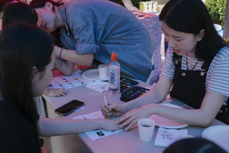 YTo1NDp7czo4OiJGaWxlTmFtZSI7czo0MDoiM2M4YzQ0YTYtNGJjYS00NWI4LWE4M2QtM2JmZTk1OTdkMThiLmpwZyI7czoxMjoiRmlsZURhdGVUaW1lIjtpOjE3NDkzNjkxNDM7czo4OiJGaWxlU2l6ZSI7aTo5MjE4MzE7czo4OiJGaWxlVHlwZSI7aToyO3M6ODoiTWltZVR5cGUiO3M6MTA6ImltYWdlL2pwZWciO3M6MTM6IlNlY3Rpb25zRm91bmQiO3M6MzA6IkFOWV9UQUcsIElGRDAsIFRIVU1CTkFJTCwgRVhJRiI7czo4OiJDT01QVVRFRCI7YTo4OntzOjQ6Imh0bWwiO3M6MjY6IndpZHRoPSIxNTAwIiBoZWlnaHQ9IjEwMDAiIjtzOjY6IkhlaWdodCI7aToxMDAwO3M6NToiV2lkdGgiO2k6MTUwMDtzOjc6IklzQ29sb3IiO2k6MTtzOjE3OiJCeXRlT3JkZXJNb3Rvcm9sYSI7aTowO3M6MTU6IkFwZXJ0dXJlRk51bWJlciI7czo1OiJmLzIuOCI7czoxODoiVGh1bWJuYWlsLkZpbGVUeXBlIjtpOjI7czoxODoiVGh1bWJuYWlsLk1pbWVUeXBlIjtzOjEwOiJpbWFnZS9qcGVnIjt9czo0OiJNYWtlIjtzOjQ6IlNPTlkiO3M6NToiTW9kZWwiO3M6OToiSUxDRS02NDAwIjtzOjExOiJYUmVzb2x1dGlvbiI7czo1OiIyNDAvMSI7czoxMToiWVJlc29sdXRpb24iO3M6NToiMjQwLzEiO3M6MTQ6IlJlc29sdXRpb25Vbml0IjtpOjI7czo4OiJTb2Z0d2FyZSI7czo1MjoiQWRvYmUgUGhvdG9zaG9wIExpZ2h0cm9vbSBDbGFzc2ljIDE0LjMuMSAoTWFjaW50b3NoKSI7czo4OiJEYXRlVGltZSI7czoxOToiMjAyNTowNjowOCAxMzo1OTozNyI7czoxNjoiRXhpZl9JRkRfUG9pbnRlciI7aToyMTY7czo5OiJUSFVNQk5BSUwiO2E6Njp7czoxMToiQ29tcHJlc3Npb24iO2k6NjtzOjExOiJYUmVzb2x1dGlvbiI7czo0OiI3Mi8xIjtzOjExOiJZUmVzb2x1dGlvbiI7czo0OiI3Mi8xIjtzOjE0OiJSZXNvbHV0aW9uVW5pdCI7aToyO3M6MjE6IkpQRUdJbnRlcmNoYW5nZUZvcm1hdCI7aTo5Nzg7czoyNzoiSlBFR0ludGVyY2hhbmdlRm9ybWF0TGVuZ3RoIjtpOjE0MzMxO31zOjEyOiJFeHBvc3VyZVRpbWUiO3M6NjoiMS8zMDAwIjtzOjc6IkZOdW1iZXIiO3M6NToiMjgvMTAiO3M6MTU6IkV4cG9zdXJlUHJvZ3JhbSI7aToxO3M6MTU6IklTT1NwZWVkUmF0aW5ncyI7aTo1MDA7czoxOToiVW5kZWZpbmVkVGFnOjB4ODgzMCI7aToyO3M6MTk6IlVuZGVmaW5lZFRhZzoweDg4MzIiO2k6NTAwO3M6MTE6IkV4aWZWZXJzaW9uIjtzOjQ6IjAyMzEiO3M6MTY6IkRhdGVUaW1lT3JpZ2luYWwiO3M6MTk6IjIwMTk6MDI6MDQgMjM6MDA6NDkiO3M6MTc6IkRhdGVUaW1lRGlnaXRpemVkIjtzOjE5OiIyMDE5OjAyOjA0IDIzOjAwOjQ5IjtzOjE5OiJVbmRlZmluZWRUYWc6MHg5MDEwIjtzOjY6IiswOTowMCI7czoxOToiVW5kZWZpbmVkVGFnOjB4OTAxMSI7czo2OiIrMDk6MDAiO3M6MTk6IlVuZGVmaW5lZFRhZzoweDkwMTIiO3M6NjoiKzA5OjAwIjtzOjE3OiJTaHV0dGVyU3BlZWRWYWx1ZSI7czoxNjoiMTE1NTA3NDcvMTAwMDAwMCI7czoxMzoiQXBlcnR1cmVWYWx1ZSI7czoxNToiMjk3MDg1NC8xMDAwMDAwIjtzOjE1OiJCcmlnaHRuZXNzVmFsdWUiO3M6MTA6IjE2OTQ0LzI1NjAiO3M6MTc6IkV4cG9zdXJlQmlhc1ZhbHVlIjtzOjQ6IjAvMTAiO3M6MTY6Ik1heEFwZXJ0dXJlVmFsdWUiO3M6NzoiNzYwLzI1NiI7czoxMjoiTWV0ZXJpbmdNb2RlIjtpOjU7czoxMToiTGlnaHRTb3VyY2UiO2k6MDtzOjU6IkZsYXNoIjtpOjE2O3M6MTE6IkZvY2FsTGVuZ3RoIjtzOjY6IjI4MC8xMCI7czoxMDoiQ29sb3JTcGFjZSI7aTo2NTUzNTtzOjIxOiJGb2NhbFBsYW5lWFJlc29sdXRpb24iO3M6MTQ6IjgzNjYyOTc5LzMyNzY4IjtzOjIxOiJGb2NhbFBsYW5lWVJlc29sdXRpb24iO3M6MTQ6IjgzNjYyOTc5LzMyNzY4IjtzOjI0OiJGb2NhbFBsYW5lUmVzb2x1dGlvblVuaXQiO2k6MztzOjEwOiJGaWxlU291cmNlIjtzOjE6IgMiO3M6OToiU2NlbmVUeXBlIjtzOjE6IgEiO3M6MTQ6IkN1c3RvbVJlbmRlcmVkIjtpOjA7czoxMjoiRXhwb3N1cmVNb2RlIjtpOjE7czoxMjoiV2hpdGVCYWxhbmNlIjtpOjA7czoxNjoiRGlnaXRhbFpvb21SYXRpbyI7czo1OiIxNi8xNiI7czoyMToiRm9jYWxMZW5ndGhJbjM1bW1GaWxtIjtpOjQyO3M6MTY6IlNjZW5lQ2FwdHVyZVR5cGUiO2k6MDtzOjg6IkNvbnRyYXN0IjtpOjA7czoxMDoiU2F0dXJhdGlvbiI7aTowO3M6OToiU2hhcnBuZXNzIjtpOjA7czoxOToiVW5kZWZpbmVkVGFnOjB4QTQzMiI7YTo0OntpOjA7czo2OiIyNDAvMTAiO2k6MTtzOjY6IjcwMC8xMCI7aToyO3M6NToiMjgvMTAiO2k6MztzOjU6IjI4LzEwIjt9czoxOToiVW5kZWZpbmVkVGFnOjB4QTQzNCI7czoyMToiRkUgMjQtNzBtbSBGMi44IEdNIElJIjt9