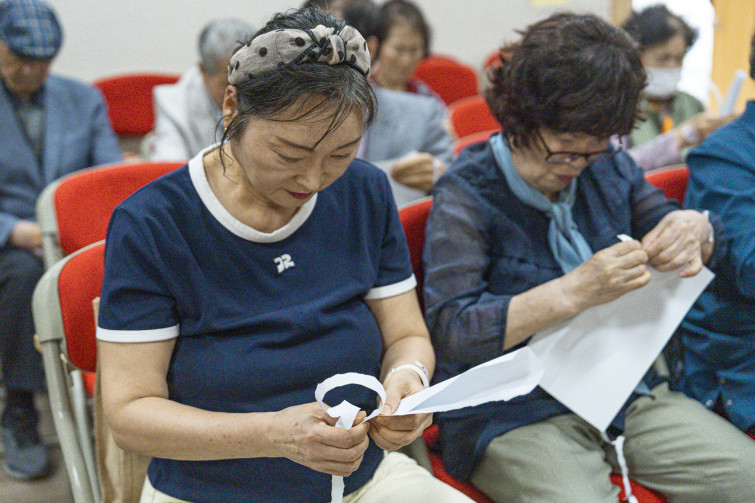 YTo1ODp7czo4OiJGaWxlTmFtZSI7czo0MDoiNDA4YzFhNWEtMWVmZi00NzJlLWFjMmMtMzM1OWM3MzE4ODNmLmpwZyI7czoxMjoiRmlsZURhdGVUaW1lIjtpOjE3NDg1ODU1MDY7czo4OiJGaWxlU2l6ZSI7aTozMzE2MzAwO3M6ODoiRmlsZVR5cGUiO2k6MjtzOjg6Ik1pbWVUeXBlIjtzOjEwOiJpbWFnZS9qcGVnIjtzOjEzOiJTZWN0aW9uc0ZvdW5kIjtzOjMwOiJBTllfVEFHLCBJRkQwLCBUSFVNQk5BSUwsIEVYSUYiO3M6ODoiQ09NUFVURUQiO2E6OTp7czo0OiJodG1sIjtzOjI2OiJ3aWR0aD0iMTc0NSIgaGVpZ2h0PSIxMTYzIiI7czo2OiJIZWlnaHQiO2k6MTE2MztzOjU6IldpZHRoIjtpOjE3NDU7czo3OiJJc0NvbG9yIjtpOjE7czoxNzoiQnl0ZU9yZGVyTW90b3JvbGEiO2k6MDtzOjE1OiJBcGVydHVyZUZOdW1iZXIiO3M6NToiZi8yLjgiO3M6OToiQ29weXJpZ2h0IjtzOjQ6IllBQkMiO3M6MTg6IlRodW1ibmFpbC5GaWxlVHlwZSI7aToyO3M6MTg6IlRodW1ibmFpbC5NaW1lVHlwZSI7czoxMDoiaW1hZ2UvanBlZyI7fXM6NDoiTWFrZSI7czo0OiJTT05ZIjtzOjU6Ik1vZGVsIjtzOjg6IklMQ0UtN000IjtzOjExOiJYUmVzb2x1dGlvbiI7czo1OiIyNDAvMSI7czoxMToiWVJlc29sdXRpb24iO3M6NToiMjQwLzEiO3M6MTQ6IlJlc29sdXRpb25Vbml0IjtpOjI7czo4OiJTb2Z0d2FyZSI7czo1MjoiQWRvYmUgUGhvdG9zaG9wIExpZ2h0cm9vbSBDbGFzc2ljIDE0LjMuMSAoTWFjaW50b3NoKSI7czo4OiJEYXRlVGltZSI7czoxOToiMjAyNTowNTozMCAxNTowODo1MyI7czo2OiJBcnRpc3QiO3M6NzoiWUFCQ19TRyI7czo5OiJDb3B5cmlnaHQiO3M6NDoiWUFCQyI7czoxNjoiRXhpZl9JRkRfUG9pbnRlciI7aToyNTQ7czo5OiJUSFVNQk5BSUwiO2E6Njp7czoxMToiQ29tcHJlc3Npb24iO2k6NjtzOjExOiJYUmVzb2x1dGlvbiI7czo0OiI3Mi8xIjtzOjExOiJZUmVzb2x1dGlvbiI7czo0OiI3Mi8xIjtzOjE0OiJSZXNvbHV0aW9uVW5pdCI7aToyO3M6MjE6IkpQRUdJbnRlcmNoYW5nZUZvcm1hdCI7aToxMDQwO3M6Mjc6IkpQRUdJbnRlcmNoYW5nZUZvcm1hdExlbmd0aCI7aToxNzc2MDt9czoxMjoiRXhwb3N1cmVUaW1lIjtzOjY6IjEvMTAwMCI7czo3OiJGTnVtYmVyIjtzOjU6IjI4LzEwIjtzOjE1OiJFeHBvc3VyZVByb2dyYW0iO2k6MTtzOjE1OiJJU09TcGVlZFJhdGluZ3MiO2k6MjAwMDtzOjE5OiJVbmRlZmluZWRUYWc6MHg4ODMwIjtpOjI7czoxOToiVW5kZWZpbmVkVGFnOjB4ODgzMiI7aToyMDAwO3M6MTE6IkV4aWZWZXJzaW9uIjtzOjQ6IjAyMzIiO3M6MTY6IkRhdGVUaW1lT3JpZ2luYWwiO3M6MTk6IjIwMjU6MDU6MzAgMTE6Mzk6MTMiO3M6MTc6IkRhdGVUaW1lRGlnaXRpemVkIjtzOjE5OiIyMDI1OjA1OjMwIDExOjM5OjEzIjtzOjE5OiJVbmRlZmluZWRUYWc6MHg5MDEwIjtzOjY6IiswOTowMCI7czoxOToiVW5kZWZpbmVkVGFnOjB4OTAxMSI7czo2OiIrMDk6MDAiO3M6MTk6IlVuZGVmaW5lZFRhZzoweDkwMTIiO3M6NjoiKzA5OjAwIjtzOjE3OiJTaHV0dGVyU3BlZWRWYWx1ZSI7czoxNToiOTk2NTc4NC8xMDAwMDAwIjtzOjEzOiJBcGVydHVyZVZhbHVlIjtzOjE1OiIyOTcwODU0LzEwMDAwMDAiO3M6MTU6IkJyaWdodG5lc3NWYWx1ZSI7czo5OiI0Mzk0LzI1NjAiO3M6MTc6IkV4cG9zdXJlQmlhc1ZhbHVlIjtzOjQ6IjAvMTAiO3M6MTY6Ik1heEFwZXJ0dXJlVmFsdWUiO3M6NzoiNzYwLzI1NiI7czoxMjoiTWV0ZXJpbmdNb2RlIjtpOjU7czoxMToiTGlnaHRTb3VyY2UiO2k6MDtzOjU6IkZsYXNoIjtpOjE2O3M6MTE6IkZvY2FsTGVuZ3RoIjtzOjY6IjQ4MC8xMCI7czoxODoiU3ViU2VjVGltZU9yaWdpbmFsIjtzOjM6IjE3OSI7czoxOToiU3ViU2VjVGltZURpZ2l0aXplZCI7czozOiIxNzkiO3M6MTA6IkNvbG9yU3BhY2UiO2k6NjU1MzU7czoyMToiRm9jYWxQbGFuZVhSZXNvbHV0aW9uIjtzOjE0OiI2NDQ0OTMzOS8zMjc2OCI7czoyMToiRm9jYWxQbGFuZVlSZXNvbHV0aW9uIjtzOjE0OiI2NDQ0OTMzOS8zMjc2OCI7czoyNDoiRm9jYWxQbGFuZVJlc29sdXRpb25Vbml0IjtpOjM7czoxMDoiRmlsZVNvdXJjZSI7czoxOiIDIjtzOjk6IlNjZW5lVHlwZSI7czoxOiIBIjtzOjE0OiJDdXN0b21SZW5kZXJlZCI7aTowO3M6MTI6IkV4cG9zdXJlTW9kZSI7aToxO3M6MTI6IldoaXRlQmFsYW5jZSI7aToxO3M6MTY6IkRpZ2l0YWxab29tUmF0aW8iO3M6NToiMTYvMTYiO3M6MjE6IkZvY2FsTGVuZ3RoSW4zNW1tRmlsbSI7aTo0ODtzOjE2OiJTY2VuZUNhcHR1cmVUeXBlIjtpOjA7czo4OiJDb250cmFzdCI7aTowO3M6MTA6IlNhdHVyYXRpb24iO2k6MDtzOjk6IlNoYXJwbmVzcyI7aTowO3M6MTk6IlVuZGVmaW5lZFRhZzoweEE0MzIiO2E6NDp7aTowO3M6NjoiMjQwLzEwIjtpOjE7czo2OiI3MDAvMTAiO2k6MjtzOjU6IjI4LzEwIjtpOjM7czo1OiIyOC8xMCI7fXM6MTk6IlVuZGVmaW5lZFRhZzoweEE0MzQiO3M6MjE6IkZFIDI0LTcwbW0gRjIuOCBHTSBJSSI7fQ==