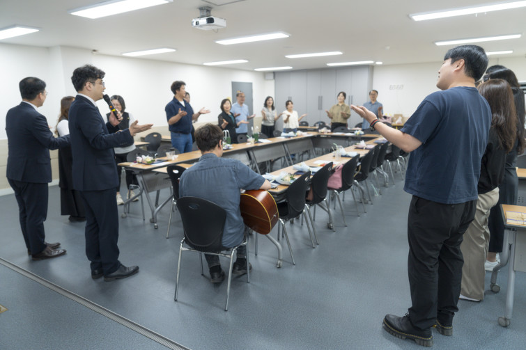 YTo1ODp7czo4OiJGaWxlTmFtZSI7czo0MDoiNDY5YzIzMDAtNDgyZC00NjQ1LWI2NDgtNDRiMDUwOTZhNWIwLmpwZyI7czoxMjoiRmlsZURhdGVUaW1lIjtpOjE3NDkzNjkwOTY7czo4OiJGaWxlU2l6ZSI7aToxNTg4MDc3O3M6ODoiRmlsZVR5cGUiO2k6MjtzOjg6Ik1pbWVUeXBlIjtzOjEwOiJpbWFnZS9qcGVnIjtzOjEzOiJTZWN0aW9uc0ZvdW5kIjtzOjMwOiJBTllfVEFHLCBJRkQwLCBUSFVNQk5BSUwsIEVYSUYiO3M6ODoiQ09NUFVURUQiO2E6OTp7czo0OiJodG1sIjtzOjI2OiJ3aWR0aD0iMTc1MiIgaGVpZ2h0PSIxMTY4IiI7czo2OiJIZWlnaHQiO2k6MTE2ODtzOjU6IldpZHRoIjtpOjE3NTI7czo3OiJJc0NvbG9yIjtpOjE7czoxNzoiQnl0ZU9yZGVyTW90b3JvbGEiO2k6MDtzOjE1OiJBcGVydHVyZUZOdW1iZXIiO3M6NToiZi8yLjgiO3M6OToiQ29weXJpZ2h0IjtzOjQ6IllBQkMiO3M6MTg6IlRodW1ibmFpbC5GaWxlVHlwZSI7aToyO3M6MTg6IlRodW1ibmFpbC5NaW1lVHlwZSI7czoxMDoiaW1hZ2UvanBlZyI7fXM6NDoiTWFrZSI7czo0OiJTT05ZIjtzOjU6Ik1vZGVsIjtzOjg6IklMQ0UtN000IjtzOjExOiJYUmVzb2x1dGlvbiI7czo1OiIyNDAvMSI7czoxMToiWVJlc29sdXRpb24iO3M6NToiMjQwLzEiO3M6MTQ6IlJlc29sdXRpb25Vbml0IjtpOjI7czo4OiJTb2Z0d2FyZSI7czo1MjoiQWRvYmUgUGhvdG9zaG9wIExpZ2h0cm9vbSBDbGFzc2ljIDE0LjMuMSAoTWFjaW50b3NoKSI7czo4OiJEYXRlVGltZSI7czoxOToiMjAyNTowNjowOCAxNjoyMzoyOSI7czo2OiJBcnRpc3QiO3M6NzoiWUFCQ19TRyI7czo5OiJDb3B5cmlnaHQiO3M6NDoiWUFCQyI7czoxNjoiRXhpZl9JRkRfUG9pbnRlciI7aToyNTQ7czo5OiJUSFVNQk5BSUwiO2E6Njp7czoxMToiQ29tcHJlc3Npb24iO2k6NjtzOjExOiJYUmVzb2x1dGlvbiI7czo0OiI3Mi8xIjtzOjExOiJZUmVzb2x1dGlvbiI7czo0OiI3Mi8xIjtzOjE0OiJSZXNvbHV0aW9uVW5pdCI7aToyO3M6MjE6IkpQRUdJbnRlcmNoYW5nZUZvcm1hdCI7aToxMDQwO3M6Mjc6IkpQRUdJbnRlcmNoYW5nZUZvcm1hdExlbmd0aCI7aToxMzcxNTt9czoxMjoiRXhwb3N1cmVUaW1lIjtzOjU6IjEvMTAwIjtzOjc6IkZOdW1iZXIiO3M6NToiMjgvMTAiO3M6MTU6IkV4cG9zdXJlUHJvZ3JhbSI7aToxO3M6MTU6IklTT1NwZWVkUmF0aW5ncyI7aToxMjU7czoxOToiVW5kZWZpbmVkVGFnOjB4ODgzMCI7aToyO3M6MTk6IlVuZGVmaW5lZFRhZzoweDg4MzIiO2k6MTI1O3M6MTE6IkV4aWZWZXJzaW9uIjtzOjQ6IjAyMzIiO3M6MTY6IkRhdGVUaW1lT3JpZ2luYWwiO3M6MTk6IjIwMjU6MDY6MDggMTU6MzI6MTkiO3M6MTc6IkRhdGVUaW1lRGlnaXRpemVkIjtzOjE5OiIyMDI1OjA2OjA4IDE1OjMyOjE5IjtzOjE5OiJVbmRlZmluZWRUYWc6MHg5MDEwIjtzOjY6IiswOTowMCI7czoxOToiVW5kZWZpbmVkVGFnOjB4OTAxMSI7czo2OiIrMDk6MDAiO3M6MTk6IlVuZGVmaW5lZFRhZzoweDkwMTIiO3M6NjoiKzA5OjAwIjtzOjE3OiJTaHV0dGVyU3BlZWRWYWx1ZSI7czoxNToiNjY0Mzg1Ni8xMDAwMDAwIjtzOjEzOiJBcGVydHVyZVZhbHVlIjtzOjE1OiIyOTcwODU0LzEwMDAwMDAiO3M6MTU6IkJyaWdodG5lc3NWYWx1ZSI7czo5OiI3NjI0LzI1NjAiO3M6MTc6IkV4cG9zdXJlQmlhc1ZhbHVlIjtzOjQ6IjAvMTAiO3M6MTY6Ik1heEFwZXJ0dXJlVmFsdWUiO3M6NzoiNzYwLzI1NiI7czoxMjoiTWV0ZXJpbmdNb2RlIjtpOjU7czoxMToiTGlnaHRTb3VyY2UiO2k6MDtzOjU6IkZsYXNoIjtpOjEzO3M6MTE6IkZvY2FsTGVuZ3RoIjtzOjY6IjI0MC8xMCI7czoxODoiU3ViU2VjVGltZU9yaWdpbmFsIjtzOjM6IjU4MCI7czoxOToiU3ViU2VjVGltZURpZ2l0aXplZCI7czozOiI1ODAiO3M6MTA6IkNvbG9yU3BhY2UiO2k6NjU1MzU7czoyMToiRm9jYWxQbGFuZVhSZXNvbHV0aW9uIjtzOjE0OiI2NDQ0OTMzOS8zMjc2OCI7czoyMToiRm9jYWxQbGFuZVlSZXNvbHV0aW9uIjtzOjE0OiI2NDQ0OTMzOS8zMjc2OCI7czoyNDoiRm9jYWxQbGFuZVJlc29sdXRpb25Vbml0IjtpOjM7czoxMDoiRmlsZVNvdXJjZSI7czoxOiIDIjtzOjk6IlNjZW5lVHlwZSI7czoxOiIBIjtzOjE0OiJDdXN0b21SZW5kZXJlZCI7aTowO3M6MTI6IkV4cG9zdXJlTW9kZSI7aToxO3M6MTI6IldoaXRlQmFsYW5jZSI7aToxO3M6MTY6IkRpZ2l0YWxab29tUmF0aW8iO3M6NToiMTYvMTYiO3M6MjE6IkZvY2FsTGVuZ3RoSW4zNW1tRmlsbSI7aToyNDtzOjE2OiJTY2VuZUNhcHR1cmVUeXBlIjtpOjA7czo4OiJDb250cmFzdCI7aTowO3M6MTA6IlNhdHVyYXRpb24iO2k6MDtzOjk6IlNoYXJwbmVzcyI7aTowO3M6MTk6IlVuZGVmaW5lZFRhZzoweEE0MzIiO2E6NDp7aTowO3M6NjoiMjQwLzEwIjtpOjE7czo2OiI3MDAvMTAiO2k6MjtzOjU6IjI4LzEwIjtpOjM7czo1OiIyOC8xMCI7fXM6MTk6IlVuZGVmaW5lZFRhZzoweEE0MzQiO3M6MjE6IkZFIDI0LTcwbW0gRjIuOCBHTSBJSSI7fQ==