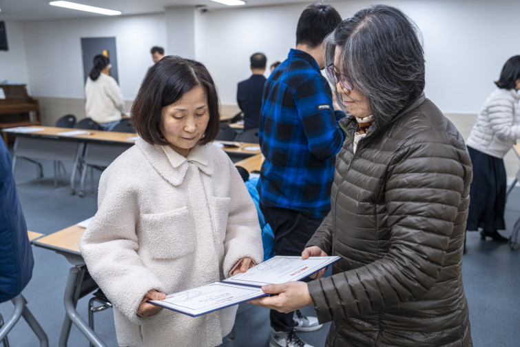 YTo1ODp7czo4OiJGaWxlTmFtZSI7czo0MDoiNTAzZjk4NjgtOGNkYy00ZWQ3LWExMzktOGNlODRjMzE0YzhhLmpwZyI7czoxMjoiRmlsZURhdGVUaW1lIjtpOjE3NjUxNjY5NzI7czo4OiJGaWxlU2l6ZSI7aToyNDU5OTk1O3M6ODoiRmlsZVR5cGUiO2k6MjtzOjg6Ik1pbWVUeXBlIjtzOjEwOiJpbWFnZS9qcGVnIjtzOjEzOiJTZWN0aW9uc0ZvdW5kIjtzOjMwOiJBTllfVEFHLCBJRkQwLCBUSFVNQk5BSUwsIEVYSUYiO3M6ODoiQ09NUFVURUQiO2E6OTp7czo0OiJodG1sIjtzOjI2OiJ3aWR0aD0iMjQwMCIgaGVpZ2h0PSIxNjAwIiI7czo2OiJIZWlnaHQiO2k6MTYwMDtzOjU6IldpZHRoIjtpOjI0MDA7czo3OiJJc0NvbG9yIjtpOjE7czoxNzoiQnl0ZU9yZGVyTW90b3JvbGEiO2k6MDtzOjE1OiJBcGVydHVyZUZOdW1iZXIiO3M6NToiZi8yLjgiO3M6OToiQ29weXJpZ2h0IjtzOjQ6IllBQkMiO3M6MTg6IlRodW1ibmFpbC5GaWxlVHlwZSI7aToyO3M6MTg6IlRodW1ibmFpbC5NaW1lVHlwZSI7czoxMDoiaW1hZ2UvanBlZyI7fXM6NDoiTWFrZSI7czo0OiJTT05ZIjtzOjU6Ik1vZGVsIjtzOjg6IklMQ0UtN000IjtzOjExOiJYUmVzb2x1dGlvbiI7czo1OiIyNDAvMSI7czoxMToiWVJlc29sdXRpb24iO3M6NToiMjQwLzEiO3M6MTQ6IlJlc29sdXRpb25Vbml0IjtpOjI7czo4OiJTb2Z0d2FyZSI7czo1MjoiQWRvYmUgUGhvdG9zaG9wIExpZ2h0cm9vbSBDbGFzc2ljIDE0LjEuMSAoTWFjaW50b3NoKSI7czo4OiJEYXRlVGltZSI7czoxOToiMjAyNToxMjowOCAxMzowOTowNCI7czo2OiJBcnRpc3QiO3M6NzoiWUFCQ19TRyI7czo5OiJDb3B5cmlnaHQiO3M6NDoiWUFCQyI7czoxNjoiRXhpZl9JRkRfUG9pbnRlciI7aToyNTQ7czo5OiJUSFVNQk5BSUwiO2E6Njp7czoxMToiQ29tcHJlc3Npb24iO2k6NjtzOjExOiJYUmVzb2x1dGlvbiI7czo0OiI3Mi8xIjtzOjExOiJZUmVzb2x1dGlvbiI7czo0OiI3Mi8xIjtzOjE0OiJSZXNvbHV0aW9uVW5pdCI7aToyO3M6MjE6IkpQRUdJbnRlcmNoYW5nZUZvcm1hdCI7aToxMDQwO3M6Mjc6IkpQRUdJbnRlcmNoYW5nZUZvcm1hdExlbmd0aCI7aToxNTY3NTt9czoxMjoiRXhwb3N1cmVUaW1lIjtzOjU6IjEvMjUwIjtzOjc6IkZOdW1iZXIiO3M6NToiMjgvMTAiO3M6MTU6IkV4cG9zdXJlUHJvZ3JhbSI7aToxO3M6MTU6IklTT1NwZWVkUmF0aW5ncyI7aToyMDA7czoxOToiVW5kZWZpbmVkVGFnOjB4ODgzMCI7aToyO3M6MTk6IlVuZGVmaW5lZFRhZzoweDg4MzIiO2k6MjAwO3M6MTE6IkV4aWZWZXJzaW9uIjtzOjQ6IjAyMzIiO3M6MTY6IkRhdGVUaW1lT3JpZ2luYWwiO3M6MTk6IjIwMjU6MTI6MDcgMTU6MzE6NDciO3M6MTc6IkRhdGVUaW1lRGlnaXRpemVkIjtzOjE5OiIyMDI1OjEyOjA3IDE1OjMxOjQ3IjtzOjE5OiJVbmRlZmluZWRUYWc6MHg5MDEwIjtzOjY6IiswOTowMCI7czoxOToiVW5kZWZpbmVkVGFnOjB4OTAxMSI7czo2OiIrMDk6MDAiO3M6MTk6IlVuZGVmaW5lZFRhZzoweDkwMTIiO3M6NjoiKzA5OjAwIjtzOjE3OiJTaHV0dGVyU3BlZWRWYWx1ZSI7czoxNToiNzk2NTc4NC8xMDAwMDAwIjtzOjEzOiJBcGVydHVyZVZhbHVlIjtzOjE1OiIyOTcwODU0LzEwMDAwMDAiO3M6MTU6IkJyaWdodG5lc3NWYWx1ZSI7czo5OiI3MTU0LzI1NjAiO3M6MTc6IkV4cG9zdXJlQmlhc1ZhbHVlIjtzOjQ6IjAvMTAiO3M6MTY6Ik1heEFwZXJ0dXJlVmFsdWUiO3M6NzoiNzYwLzI1NiI7czoxMjoiTWV0ZXJpbmdNb2RlIjtpOjU7czoxMToiTGlnaHRTb3VyY2UiO2k6MDtzOjU6IkZsYXNoIjtpOjEzO3M6MTE6IkZvY2FsTGVuZ3RoIjtzOjY6IjI5MC8xMCI7czoxODoiU3ViU2VjVGltZU9yaWdpbmFsIjtzOjM6IjUxMSI7czoxOToiU3ViU2VjVGltZURpZ2l0aXplZCI7czozOiI1MTEiO3M6MTA6IkNvbG9yU3BhY2UiO2k6NjU1MzU7czoyMToiRm9jYWxQbGFuZVhSZXNvbHV0aW9uIjtzOjE0OiI2NDQ0OTMzOS8zMjc2OCI7czoyMToiRm9jYWxQbGFuZVlSZXNvbHV0aW9uIjtzOjE0OiI2NDQ0OTMzOS8zMjc2OCI7czoyNDoiRm9jYWxQbGFuZVJlc29sdXRpb25Vbml0IjtpOjM7czoxMDoiRmlsZVNvdXJjZSI7czoxOiIDIjtzOjk6IlNjZW5lVHlwZSI7czoxOiIBIjtzOjE0OiJDdXN0b21SZW5kZXJlZCI7aTowO3M6MTI6IkV4cG9zdXJlTW9kZSI7aToxO3M6MTI6IldoaXRlQmFsYW5jZSI7aToxO3M6MTY6IkRpZ2l0YWxab29tUmF0aW8iO3M6NToiMTYvMTYiO3M6MjE6IkZvY2FsTGVuZ3RoSW4zNW1tRmlsbSI7aToyOTtzOjE2OiJTY2VuZUNhcHR1cmVUeXBlIjtpOjA7czo4OiJDb250cmFzdCI7aTowO3M6MTA6IlNhdHVyYXRpb24iO2k6MDtzOjk6IlNoYXJwbmVzcyI7aTowO3M6MTk6IlVuZGVmaW5lZFRhZzoweEE0MzIiO2E6NDp7aTowO3M6NjoiMjQwLzEwIjtpOjE7czo2OiI3MDAvMTAiO2k6MjtzOjU6IjI4LzEwIjtpOjM7czo1OiIyOC8xMCI7fXM6MTk6IlVuZGVmaW5lZFRhZzoweEE0MzQiO3M6MjE6IkZFIDI0LTcwbW0gRjIuOCBHTSBJSSI7fQ==