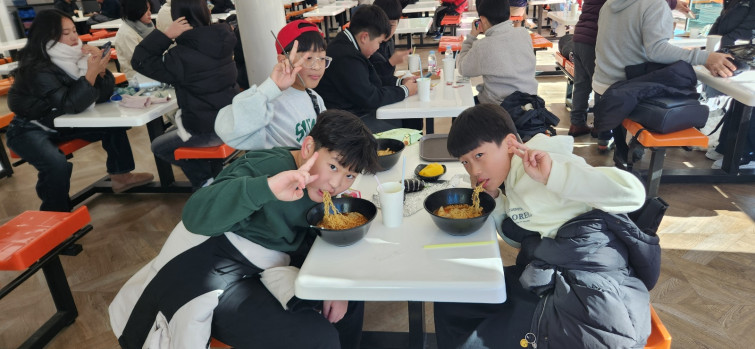 YToyMDp7czo4OiJGaWxlTmFtZSI7czo0MToiNWFkMzM1YTYtMzI0NC00OTM5LWJjNjMtNWQxZTAyN2U1NjczLmpwZWciO3M6MTI6IkZpbGVEYXRlVGltZSI7aToxNzM0MzE5MDY2O3M6ODoiRmlsZVNpemUiO2k6NDM4MjU1O3M6ODoiRmlsZVR5cGUiO2k6MjtzOjg6Ik1pbWVUeXBlIjtzOjEwOiJpbWFnZS9qcGVnIjtzOjEzOiJTZWN0aW9uc0ZvdW5kIjtzOjMwOiJBTllfVEFHLCBJRkQwLCBUSFVNQk5BSUwsIEVYSUYiO3M6ODoiQ09NUFVURUQiO2E6Nzp7czo0OiJodG1sIjtzOjI1OiJ3aWR0aD0iMTYwMCIgaGVpZ2h0PSI3MzkiIjtzOjY6IkhlaWdodCI7aTo3Mzk7czo1OiJXaWR0aCI7aToxNjAwO3M6NzoiSXNDb2xvciI7aToxO3M6MTc6IkJ5dGVPcmRlck1vdG9yb2xhIjtpOjE7czoxODoiVGh1bWJuYWlsLkZpbGVUeXBlIjtpOjI7czoxODoiVGh1bWJuYWlsLk1pbWVUeXBlIjtzOjEwOiJpbWFnZS9qcGVnIjt9czoxMToiWFJlc29sdXRpb24iO3M6NDoiNzIvMSI7czoxMToiWVJlc29sdXRpb24iO3M6NDoiNzIvMSI7czoxNDoiUmVzb2x1dGlvblVuaXQiO2k6MjtzOjE2OiJZQ2JDclBvc2l0aW9uaW5nIjtpOjE7czoxNjoiRXhpZl9JRkRfUG9pbnRlciI7aTo5MDtzOjk6IlRIVU1CTkFJTCI7YTo2OntzOjExOiJDb21wcmVzc2lvbiI7aTo2O3M6MTE6IlhSZXNvbHV0aW9uIjtzOjQ6IjcyLzEiO3M6MTE6IllSZXNvbHV0aW9uIjtzOjQ6IjcyLzEiO3M6MTQ6IlJlc29sdXRpb25Vbml0IjtpOjI7czoyMToiSlBFR0ludGVyY2hhbmdlRm9ybWF0IjtpOjI3NDtzOjI3OiJKUEVHSW50ZXJjaGFuZ2VGb3JtYXRMZW5ndGgiO2k6OTQwMTt9czoxMToiRXhpZlZlcnNpb24iO3M6NDoiMDIyMSI7czoyMzoiQ29tcG9uZW50c0NvbmZpZ3VyYXRpb24iO3M6NDoiAQIDACI7czoxNToiRmxhc2hQaXhWZXJzaW9uIjtzOjQ6IjAxMDAiO3M6MTA6IkNvbG9yU3BhY2UiO2k6MTtzOjE0OiJFeGlmSW1hZ2VXaWR0aCI7aToxNjAwO3M6MTU6IkV4aWZJbWFnZUxlbmd0aCI7aTo3Mzk7czoxNjoiU2NlbmVDYXB0dXJlVHlwZSI7aTowO30=