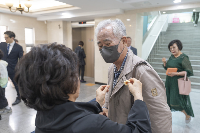 YTo1ODp7czo4OiJGaWxlTmFtZSI7czo0MDoiNWU4ZmM5ODctMWVjNy00MTBkLWE1YzAtM2ZmMTRlNzJmMmNkLmpwZyI7czoxMjoiRmlsZURhdGVUaW1lIjtpOjE3NDcwOTY4MjU7czo4OiJGaWxlU2l6ZSI7aToxMDg3NTkzO3M6ODoiRmlsZVR5cGUiO2k6MjtzOjg6Ik1pbWVUeXBlIjtzOjEwOiJpbWFnZS9qcGVnIjtzOjEzOiJTZWN0aW9uc0ZvdW5kIjtzOjMwOiJBTllfVEFHLCBJRkQwLCBUSFVNQk5BSUwsIEVYSUYiO3M6ODoiQ09NUFVURUQiO2E6OTp7czo0OiJodG1sIjtzOjI2OiJ3aWR0aD0iMTc0MiIgaGVpZ2h0PSIxMTYxIiI7czo2OiJIZWlnaHQiO2k6MTE2MTtzOjU6IldpZHRoIjtpOjE3NDI7czo3OiJJc0NvbG9yIjtpOjE7czoxNzoiQnl0ZU9yZGVyTW90b3JvbGEiO2k6MDtzOjE1OiJBcGVydHVyZUZOdW1iZXIiO3M6NToiZi8yLjgiO3M6OToiQ29weXJpZ2h0IjtzOjQ6IllBQkMiO3M6MTg6IlRodW1ibmFpbC5GaWxlVHlwZSI7aToyO3M6MTg6IlRodW1ibmFpbC5NaW1lVHlwZSI7czoxMDoiaW1hZ2UvanBlZyI7fXM6NDoiTWFrZSI7czo0OiJTT05ZIjtzOjU6Ik1vZGVsIjtzOjg6IklMQ0UtN000IjtzOjExOiJYUmVzb2x1dGlvbiI7czo1OiIyNDAvMSI7czoxMToiWVJlc29sdXRpb24iO3M6NToiMjQwLzEiO3M6MTQ6IlJlc29sdXRpb25Vbml0IjtpOjI7czo4OiJTb2Z0d2FyZSI7czo1MjoiQWRvYmUgUGhvdG9zaG9wIExpZ2h0cm9vbSBDbGFzc2ljIDE0LjMuMSAoTWFjaW50b3NoKSI7czo4OiJEYXRlVGltZSI7czoxOToiMjAyNTowNToxMSAyMToyMjo0MyI7czo2OiJBcnRpc3QiO3M6NzoiWUFCQ19TRyI7czo5OiJDb3B5cmlnaHQiO3M6NDoiWUFCQyI7czoxNjoiRXhpZl9JRkRfUG9pbnRlciI7aToyNTQ7czo5OiJUSFVNQk5BSUwiO2E6Njp7czoxMToiQ29tcHJlc3Npb24iO2k6NjtzOjExOiJYUmVzb2x1dGlvbiI7czo0OiI3Mi8xIjtzOjExOiJZUmVzb2x1dGlvbiI7czo0OiI3Mi8xIjtzOjE0OiJSZXNvbHV0aW9uVW5pdCI7aToyO3M6MjE6IkpQRUdJbnRlcmNoYW5nZUZvcm1hdCI7aToxMDQwO3M6Mjc6IkpQRUdJbnRlcmNoYW5nZUZvcm1hdExlbmd0aCI7aToxMzc4OTt9czoxMjoiRXhwb3N1cmVUaW1lIjtzOjU6IjEvMTYwIjtzOjc6IkZOdW1iZXIiO3M6NToiMjgvMTAiO3M6MTU6IkV4cG9zdXJlUHJvZ3JhbSI7aToxO3M6MTU6IklTT1NwZWVkUmF0aW5ncyI7aTo1MDA7czoxOToiVW5kZWZpbmVkVGFnOjB4ODgzMCI7aToyO3M6MTk6IlVuZGVmaW5lZFRhZzoweDg4MzIiO2k6NTAwO3M6MTE6IkV4aWZWZXJzaW9uIjtzOjQ6IjAyMzIiO3M6MTY6IkRhdGVUaW1lT3JpZ2luYWwiO3M6MTk6IjIwMjU6MDU6MTEgMTE6MTQ6MDgiO3M6MTc6IkRhdGVUaW1lRGlnaXRpemVkIjtzOjE5OiIyMDI1OjA1OjExIDExOjE0OjA4IjtzOjE5OiJVbmRlZmluZWRUYWc6MHg5MDEwIjtzOjY6IiswOTowMCI7czoxOToiVW5kZWZpbmVkVGFnOjB4OTAxMSI7czo2OiIrMDk6MDAiO3M6MTk6IlVuZGVmaW5lZFRhZzoweDkwMTIiO3M6NjoiKzA5OjAwIjtzOjE3OiJTaHV0dGVyU3BlZWRWYWx1ZSI7czoxNToiNzMyMTkyOC8xMDAwMDAwIjtzOjEzOiJBcGVydHVyZVZhbHVlIjtzOjE1OiIyOTcwODU0LzEwMDAwMDAiO3M6MTU6IkJyaWdodG5lc3NWYWx1ZSI7czo5OiI2MzI0LzI1NjAiO3M6MTc6IkV4cG9zdXJlQmlhc1ZhbHVlIjtzOjQ6IjAvMTAiO3M6MTY6Ik1heEFwZXJ0dXJlVmFsdWUiO3M6NzoiNzYwLzI1NiI7czoxMjoiTWV0ZXJpbmdNb2RlIjtpOjU7czoxMToiTGlnaHRTb3VyY2UiO2k6MDtzOjU6IkZsYXNoIjtpOjE2O3M6MTE6IkZvY2FsTGVuZ3RoIjtzOjY6IjI3MC8xMCI7czoxODoiU3ViU2VjVGltZU9yaWdpbmFsIjtzOjM6IjM4NCI7czoxOToiU3ViU2VjVGltZURpZ2l0aXplZCI7czozOiIzODQiO3M6MTA6IkNvbG9yU3BhY2UiO2k6NjU1MzU7czoyMToiRm9jYWxQbGFuZVhSZXNvbHV0aW9uIjtzOjE0OiI2NDQ0OTMzOS8zMjc2OCI7czoyMToiRm9jYWxQbGFuZVlSZXNvbHV0aW9uIjtzOjE0OiI2NDQ0OTMzOS8zMjc2OCI7czoyNDoiRm9jYWxQbGFuZVJlc29sdXRpb25Vbml0IjtpOjM7czoxMDoiRmlsZVNvdXJjZSI7czoxOiIDIjtzOjk6IlNjZW5lVHlwZSI7czoxOiIBIjtzOjE0OiJDdXN0b21SZW5kZXJlZCI7aTowO3M6MTI6IkV4cG9zdXJlTW9kZSI7aToxO3M6MTI6IldoaXRlQmFsYW5jZSI7aTowO3M6MTY6IkRpZ2l0YWxab29tUmF0aW8iO3M6NToiMTYvMTYiO3M6MjE6IkZvY2FsTGVuZ3RoSW4zNW1tRmlsbSI7aToyNztzOjE2OiJTY2VuZUNhcHR1cmVUeXBlIjtpOjA7czo4OiJDb250cmFzdCI7aTowO3M6MTA6IlNhdHVyYXRpb24iO2k6MDtzOjk6IlNoYXJwbmVzcyI7aTowO3M6MTk6IlVuZGVmaW5lZFRhZzoweEE0MzIiO2E6NDp7aTowO3M6NjoiMjQwLzEwIjtpOjE7czo2OiI3MDAvMTAiO2k6MjtzOjU6IjI4LzEwIjtpOjM7czo1OiIyOC8xMCI7fXM6MTk6IlVuZGVmaW5lZFRhZzoweEE0MzQiO3M6MjE6IkZFIDI0LTcwbW0gRjIuOCBHTSBJSSI7fQ==