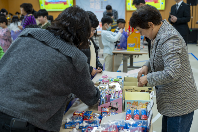 YTo1ODp7czo4OiJGaWxlTmFtZSI7czo0MDoiNjNiZWI2YzMtNjlkNC00OGY3LWIxMzUtODE3YTY4ZThmODNmLmpwZyI7czoxMjoiRmlsZURhdGVUaW1lIjtpOjE3NjQzMTgxMDY7czo4OiJGaWxlU2l6ZSI7aToxNTA0ODc2O3M6ODoiRmlsZVR5cGUiO2k6MjtzOjg6Ik1pbWVUeXBlIjtzOjEwOiJpbWFnZS9qcGVnIjtzOjEzOiJTZWN0aW9uc0ZvdW5kIjtzOjMwOiJBTllfVEFHLCBJRkQwLCBUSFVNQk5BSUwsIEVYSUYiO3M6ODoiQ09NUFVURUQiO2E6OTp7czo0OiJodG1sIjtzOjI2OiJ3aWR0aD0iMTc1MiIgaGVpZ2h0PSIxMTY4IiI7czo2OiJIZWlnaHQiO2k6MTE2ODtzOjU6IldpZHRoIjtpOjE3NTI7czo3OiJJc0NvbG9yIjtpOjE7czoxNzoiQnl0ZU9yZGVyTW90b3JvbGEiO2k6MDtzOjE1OiJBcGVydHVyZUZOdW1iZXIiO3M6NToiZi8zLjIiO3M6OToiQ29weXJpZ2h0IjtzOjQ6IllBQkMiO3M6MTg6IlRodW1ibmFpbC5GaWxlVHlwZSI7aToyO3M6MTg6IlRodW1ibmFpbC5NaW1lVHlwZSI7czoxMDoiaW1hZ2UvanBlZyI7fXM6NDoiTWFrZSI7czo0OiJTT05ZIjtzOjU6Ik1vZGVsIjtzOjg6IklMQ0UtN000IjtzOjExOiJYUmVzb2x1dGlvbiI7czo1OiIyNDAvMSI7czoxMToiWVJlc29sdXRpb24iO3M6NToiMjQwLzEiO3M6MTQ6IlJlc29sdXRpb25Vbml0IjtpOjI7czo4OiJTb2Z0d2FyZSI7czo1MjoiQWRvYmUgUGhvdG9zaG9wIExpZ2h0cm9vbSBDbGFzc2ljIDE1LjAuMSAoTWFjaW50b3NoKSI7czo4OiJEYXRlVGltZSI7czoxOToiMjAyNToxMToyOCAxNzoxNjowNSI7czo2OiJBcnRpc3QiO3M6NzoiWUFCQ19TRyI7czo5OiJDb3B5cmlnaHQiO3M6NDoiWUFCQyI7czoxNjoiRXhpZl9JRkRfUG9pbnRlciI7aToyNTQ7czo5OiJUSFVNQk5BSUwiO2E6Njp7czoxMToiQ29tcHJlc3Npb24iO2k6NjtzOjExOiJYUmVzb2x1dGlvbiI7czo0OiI3Mi8xIjtzOjExOiJZUmVzb2x1dGlvbiI7czo0OiI3Mi8xIjtzOjE0OiJSZXNvbHV0aW9uVW5pdCI7aToyO3M6MjE6IkpQRUdJbnRlcmNoYW5nZUZvcm1hdCI7aToxMDQwO3M6Mjc6IkpQRUdJbnRlcmNoYW5nZUZvcm1hdExlbmd0aCI7aToxODgxNzt9czoxMjoiRXhwb3N1cmVUaW1lIjtzOjU6IjEvMTI1IjtzOjc6IkZOdW1iZXIiO3M6NToiMzIvMTAiO3M6MTU6IkV4cG9zdXJlUHJvZ3JhbSI7aToxO3M6MTU6IklTT1NwZWVkUmF0aW5ncyI7aTo2NDA7czoxOToiVW5kZWZpbmVkVGFnOjB4ODgzMCI7aToyO3M6MTk6IlVuZGVmaW5lZFRhZzoweDg4MzIiO2k6NjQwO3M6MTE6IkV4aWZWZXJzaW9uIjtzOjQ6IjAyMzIiO3M6MTY6IkRhdGVUaW1lT3JpZ2luYWwiO3M6MTk6IjIwMjU6MTE6MjMgMTI6MzI6MzAiO3M6MTc6IkRhdGVUaW1lRGlnaXRpemVkIjtzOjE5OiIyMDI1OjExOjIzIDEyOjMyOjMwIjtzOjE5OiJVbmRlZmluZWRUYWc6MHg5MDEwIjtzOjY6IiswOTowMCI7czoxOToiVW5kZWZpbmVkVGFnOjB4OTAxMSI7czo2OiIrMDk6MDAiO3M6MTk6IlVuZGVmaW5lZFRhZzoweDkwMTIiO3M6NjoiKzA5OjAwIjtzOjE3OiJTaHV0dGVyU3BlZWRWYWx1ZSI7czoxNToiNjk2NTc4NC8xMDAwMDAwIjtzOjEzOiJBcGVydHVyZVZhbHVlIjtzOjE1OiIzMzU2MTQ0LzEwMDAwMDAiO3M6MTU6IkJyaWdodG5lc3NWYWx1ZSI7czo5OiI2MjU0LzI1NjAiO3M6MTc6IkV4cG9zdXJlQmlhc1ZhbHVlIjtzOjQ6IjAvMTAiO3M6MTY6Ik1heEFwZXJ0dXJlVmFsdWUiO3M6NzoiNzYwLzI1NiI7czoxMjoiTWV0ZXJpbmdNb2RlIjtpOjU7czoxMToiTGlnaHRTb3VyY2UiO2k6MDtzOjU6IkZsYXNoIjtpOjE2O3M6MTE6IkZvY2FsTGVuZ3RoIjtzOjY6IjQ0MC8xMCI7czoxODoiU3ViU2VjVGltZU9yaWdpbmFsIjtzOjM6Ijg5MyI7czoxOToiU3ViU2VjVGltZURpZ2l0aXplZCI7czozOiI4OTMiO3M6MTA6IkNvbG9yU3BhY2UiO2k6NjU1MzU7czoyMToiRm9jYWxQbGFuZVhSZXNvbHV0aW9uIjtzOjE0OiI2NDQ0OTMzOS8zMjc2OCI7czoyMToiRm9jYWxQbGFuZVlSZXNvbHV0aW9uIjtzOjE0OiI2NDQ0OTMzOS8zMjc2OCI7czoyNDoiRm9jYWxQbGFuZVJlc29sdXRpb25Vbml0IjtpOjM7czoxMDoiRmlsZVNvdXJjZSI7czoxOiIDIjtzOjk6IlNjZW5lVHlwZSI7czoxOiIBIjtzOjE0OiJDdXN0b21SZW5kZXJlZCI7aTowO3M6MTI6IkV4cG9zdXJlTW9kZSI7aToxO3M6MTI6IldoaXRlQmFsYW5jZSI7aToxO3M6MTY6IkRpZ2l0YWxab29tUmF0aW8iO3M6NToiMTYvMTYiO3M6MjE6IkZvY2FsTGVuZ3RoSW4zNW1tRmlsbSI7aTo0NDtzOjE2OiJTY2VuZUNhcHR1cmVUeXBlIjtpOjA7czo4OiJDb250cmFzdCI7aTowO3M6MTA6IlNhdHVyYXRpb24iO2k6MDtzOjk6IlNoYXJwbmVzcyI7aTowO3M6MTk6IlVuZGVmaW5lZFRhZzoweEE0MzIiO2E6NDp7aTowO3M6NjoiMjQwLzEwIjtpOjE7czo2OiI3MDAvMTAiO2k6MjtzOjU6IjI4LzEwIjtpOjM7czo1OiIyOC8xMCI7fXM6MTk6IlVuZGVmaW5lZFRhZzoweEE0MzQiO3M6MjE6IkZFIDI0LTcwbW0gRjIuOCBHTSBJSSI7fQ==