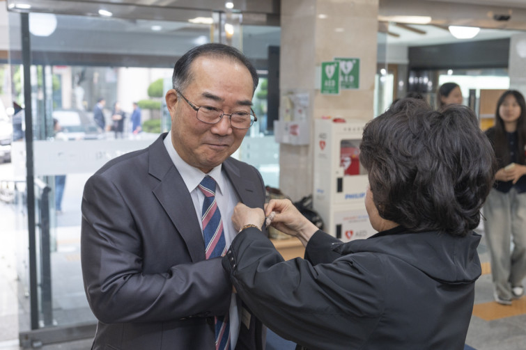 YTo1ODp7czo4OiJGaWxlTmFtZSI7czo0MDoiNjc4NjM4OWYtY2E0Mi00M2M5LTg1ZTQtN2FlZjFkMGQ0M2Q0LmpwZyI7czoxMjoiRmlsZURhdGVUaW1lIjtpOjE3NDcwOTY4MjU7czo4OiJGaWxlU2l6ZSI7aTo1NDcxNTI7czo4OiJGaWxlVHlwZSI7aToyO3M6ODoiTWltZVR5cGUiO3M6MTA6ImltYWdlL2pwZWciO3M6MTM6IlNlY3Rpb25zRm91bmQiO3M6MzA6IkFOWV9UQUcsIElGRDAsIFRIVU1CTkFJTCwgRVhJRiI7czo4OiJDT01QVVRFRCI7YTo5OntzOjQ6Imh0bWwiO3M6MjU6IndpZHRoPSIxMTQ5IiBoZWlnaHQ9Ijc2NiIiO3M6NjoiSGVpZ2h0IjtpOjc2NjtzOjU6IldpZHRoIjtpOjExNDk7czo3OiJJc0NvbG9yIjtpOjE7czoxNzoiQnl0ZU9yZGVyTW90b3JvbGEiO2k6MDtzOjE1OiJBcGVydHVyZUZOdW1iZXIiO3M6NToiZi8yLjgiO3M6OToiQ29weXJpZ2h0IjtzOjQ6IllBQkMiO3M6MTg6IlRodW1ibmFpbC5GaWxlVHlwZSI7aToyO3M6MTg6IlRodW1ibmFpbC5NaW1lVHlwZSI7czoxMDoiaW1hZ2UvanBlZyI7fXM6NDoiTWFrZSI7czo0OiJTT05ZIjtzOjU6Ik1vZGVsIjtzOjg6IklMQ0UtN000IjtzOjExOiJYUmVzb2x1dGlvbiI7czo1OiIyNDAvMSI7czoxMToiWVJlc29sdXRpb24iO3M6NToiMjQwLzEiO3M6MTQ6IlJlc29sdXRpb25Vbml0IjtpOjI7czo4OiJTb2Z0d2FyZSI7czo1MjoiQWRvYmUgUGhvdG9zaG9wIExpZ2h0cm9vbSBDbGFzc2ljIDE0LjMuMSAoTWFjaW50b3NoKSI7czo4OiJEYXRlVGltZSI7czoxOToiMjAyNTowNToxMSAyMToyMjo0MSI7czo2OiJBcnRpc3QiO3M6NzoiWUFCQ19TRyI7czo5OiJDb3B5cmlnaHQiO3M6NDoiWUFCQyI7czoxNjoiRXhpZl9JRkRfUG9pbnRlciI7aToyNTQ7czo5OiJUSFVNQk5BSUwiO2E6Njp7czoxMToiQ29tcHJlc3Npb24iO2k6NjtzOjExOiJYUmVzb2x1dGlvbiI7czo0OiI3Mi8xIjtzOjExOiJZUmVzb2x1dGlvbiI7czo0OiI3Mi8xIjtzOjE0OiJSZXNvbHV0aW9uVW5pdCI7aToyO3M6MjE6IkpQRUdJbnRlcmNoYW5nZUZvcm1hdCI7aToxMDQwO3M6Mjc6IkpQRUdJbnRlcmNoYW5nZUZvcm1hdExlbmd0aCI7aToxNDU0Mjt9czoxMjoiRXhwb3N1cmVUaW1lIjtzOjU6IjEvMTYwIjtzOjc6IkZOdW1iZXIiO3M6NToiMjgvMTAiO3M6MTU6IkV4cG9zdXJlUHJvZ3JhbSI7aToxO3M6MTU6IklTT1NwZWVkUmF0aW5ncyI7aTo1MDA7czoxOToiVW5kZWZpbmVkVGFnOjB4ODgzMCI7aToyO3M6MTk6IlVuZGVmaW5lZFRhZzoweDg4MzIiO2k6NTAwO3M6MTE6IkV4aWZWZXJzaW9uIjtzOjQ6IjAyMzIiO3M6MTY6IkRhdGVUaW1lT3JpZ2luYWwiO3M6MTk6IjIwMjU6MDU6MTEgMTE6MDE6MTAiO3M6MTc6IkRhdGVUaW1lRGlnaXRpemVkIjtzOjE5OiIyMDI1OjA1OjExIDExOjAxOjEwIjtzOjE5OiJVbmRlZmluZWRUYWc6MHg5MDEwIjtzOjY6IiswOTowMCI7czoxOToiVW5kZWZpbmVkVGFnOjB4OTAxMSI7czo2OiIrMDk6MDAiO3M6MTk6IlVuZGVmaW5lZFRhZzoweDkwMTIiO3M6NjoiKzA5OjAwIjtzOjE3OiJTaHV0dGVyU3BlZWRWYWx1ZSI7czoxNToiNzMyMTkyOC8xMDAwMDAwIjtzOjEzOiJBcGVydHVyZVZhbHVlIjtzOjE1OiIyOTcwODU0LzEwMDAwMDAiO3M6MTU6IkJyaWdodG5lc3NWYWx1ZSI7czo5OiI1NjU0LzI1NjAiO3M6MTc6IkV4cG9zdXJlQmlhc1ZhbHVlIjtzOjQ6IjAvMTAiO3M6MTY6Ik1heEFwZXJ0dXJlVmFsdWUiO3M6NzoiNzYwLzI1NiI7czoxMjoiTWV0ZXJpbmdNb2RlIjtpOjU7czoxMToiTGlnaHRTb3VyY2UiO2k6MDtzOjU6IkZsYXNoIjtpOjEzO3M6MTE6IkZvY2FsTGVuZ3RoIjtzOjY6IjI3MC8xMCI7czoxODoiU3ViU2VjVGltZU9yaWdpbmFsIjtzOjM6IjAwMCI7czoxOToiU3ViU2VjVGltZURpZ2l0aXplZCI7czozOiIwMDAiO3M6MTA6IkNvbG9yU3BhY2UiO2k6NjU1MzU7czoyMToiRm9jYWxQbGFuZVhSZXNvbHV0aW9uIjtzOjE0OiI2NDQ0OTMzOS8zMjc2OCI7czoyMToiRm9jYWxQbGFuZVlSZXNvbHV0aW9uIjtzOjE0OiI2NDQ0OTMzOS8zMjc2OCI7czoyNDoiRm9jYWxQbGFuZVJlc29sdXRpb25Vbml0IjtpOjM7czoxMDoiRmlsZVNvdXJjZSI7czoxOiIDIjtzOjk6IlNjZW5lVHlwZSI7czoxOiIBIjtzOjE0OiJDdXN0b21SZW5kZXJlZCI7aTowO3M6MTI6IkV4cG9zdXJlTW9kZSI7aToxO3M6MTI6IldoaXRlQmFsYW5jZSI7aTowO3M6MTY6IkRpZ2l0YWxab29tUmF0aW8iO3M6NToiMTYvMTYiO3M6MjE6IkZvY2FsTGVuZ3RoSW4zNW1tRmlsbSI7aTo0MDtzOjE2OiJTY2VuZUNhcHR1cmVUeXBlIjtpOjA7czo4OiJDb250cmFzdCI7aTowO3M6MTA6IlNhdHVyYXRpb24iO2k6MDtzOjk6IlNoYXJwbmVzcyI7aTowO3M6MTk6IlVuZGVmaW5lZFRhZzoweEE0MzIiO2E6NDp7aTowO3M6NjoiMjQwLzEwIjtpOjE7czo2OiI3MDAvMTAiO2k6MjtzOjU6IjI4LzEwIjtpOjM7czo1OiIyOC8xMCI7fXM6MTk6IlVuZGVmaW5lZFRhZzoweEE0MzQiO3M6MjE6IkZFIDI0LTcwbW0gRjIuOCBHTSBJSSI7fQ==