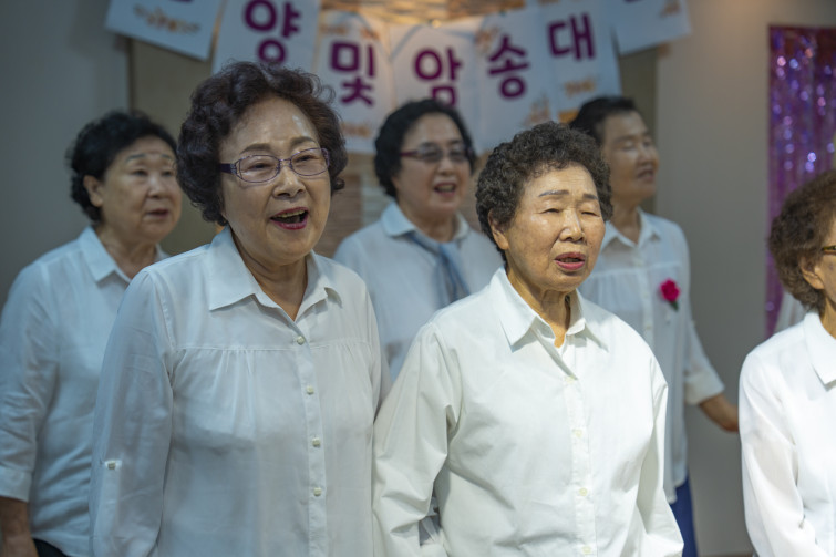 YTo1ODp7czo4OiJGaWxlTmFtZSI7czo0MDoiNjg2MzQ4ZGMtYjgwYS00MzMwLWFmODUtZmQ5M2E2NzI4OTY5LmpwZyI7czoxMjoiRmlsZURhdGVUaW1lIjtpOjE3NTEwMDAzMTM7czo4OiJGaWxlU2l6ZSI7aTo5NTAyMDU7czo4OiJGaWxlVHlwZSI7aToyO3M6ODoiTWltZVR5cGUiO3M6MTA6ImltYWdlL2pwZWciO3M6MTM6IlNlY3Rpb25zRm91bmQiO3M6MzA6IkFOWV9UQUcsIElGRDAsIFRIVU1CTkFJTCwgRVhJRiI7czo4OiJDT01QVVRFRCI7YTo5OntzOjQ6Imh0bWwiO3M6MjY6IndpZHRoPSIxNzUyIiBoZWlnaHQ9IjExNjgiIjtzOjY6IkhlaWdodCI7aToxMTY4O3M6NToiV2lkdGgiO2k6MTc1MjtzOjc6IklzQ29sb3IiO2k6MTtzOjE3OiJCeXRlT3JkZXJNb3Rvcm9sYSI7aTowO3M6MTU6IkFwZXJ0dXJlRk51bWJlciI7czo1OiJmLzIuOCI7czo5OiJDb3B5cmlnaHQiO3M6NDoiWUFCQyI7czoxODoiVGh1bWJuYWlsLkZpbGVUeXBlIjtpOjI7czoxODoiVGh1bWJuYWlsLk1pbWVUeXBlIjtzOjEwOiJpbWFnZS9qcGVnIjt9czo0OiJNYWtlIjtzOjQ6IlNPTlkiO3M6NToiTW9kZWwiO3M6ODoiSUxDRS03TTQiO3M6MTE6IlhSZXNvbHV0aW9uIjtzOjU6IjI0MC8xIjtzOjExOiJZUmVzb2x1dGlvbiI7czo1OiIyNDAvMSI7czoxNDoiUmVzb2x1dGlvblVuaXQiO2k6MjtzOjg6IlNvZnR3YXJlIjtzOjUwOiJBZG9iZSBQaG90b3Nob3AgTGlnaHRyb29tIENsYXNzaWMgMTQuNCAoTWFjaW50b3NoKSI7czo4OiJEYXRlVGltZSI7czoxOToiMjAyNTowNjoyNyAxMzo1NjoxNiI7czo2OiJBcnRpc3QiO3M6NzoiWUFCQ19TRyI7czo5OiJDb3B5cmlnaHQiO3M6NDoiWUFCQyI7czoxNjoiRXhpZl9JRkRfUG9pbnRlciI7aToyNTI7czo5OiJUSFVNQk5BSUwiO2E6Njp7czoxMToiQ29tcHJlc3Npb24iO2k6NjtzOjExOiJYUmVzb2x1dGlvbiI7czo0OiI3Mi8xIjtzOjExOiJZUmVzb2x1dGlvbiI7czo0OiI3Mi8xIjtzOjE0OiJSZXNvbHV0aW9uVW5pdCI7aToyO3M6MjE6IkpQRUdJbnRlcmNoYW5nZUZvcm1hdCI7aToxMDM4O3M6Mjc6IkpQRUdJbnRlcmNoYW5nZUZvcm1hdExlbmd0aCI7aToxMjk5Nzt9czoxMjoiRXhwb3N1cmVUaW1lIjtzOjU6IjEvMTYwIjtzOjc6IkZOdW1iZXIiO3M6NToiMjgvMTAiO3M6MTU6IkV4cG9zdXJlUHJvZ3JhbSI7aToxO3M6MTU6IklTT1NwZWVkUmF0aW5ncyI7aTo4MDtzOjE5OiJVbmRlZmluZWRUYWc6MHg4ODMwIjtpOjI7czoxOToiVW5kZWZpbmVkVGFnOjB4ODgzMiI7aTo4MDtzOjExOiJFeGlmVmVyc2lvbiI7czo0OiIwMjMyIjtzOjE2OiJEYXRlVGltZU9yaWdpbmFsIjtzOjE5OiIyMDI1OjA2OjI3IDEwOjQ4OjM1IjtzOjE3OiJEYXRlVGltZURpZ2l0aXplZCI7czoxOToiMjAyNTowNjoyNyAxMDo0ODozNSI7czoxOToiVW5kZWZpbmVkVGFnOjB4OTAxMCI7czo2OiIrMDk6MDAiO3M6MTk6IlVuZGVmaW5lZFRhZzoweDkwMTEiO3M6NjoiKzA5OjAwIjtzOjE5OiJVbmRlZmluZWRUYWc6MHg5MDEyIjtzOjY6IiswOTowMCI7czoxNzoiU2h1dHRlclNwZWVkVmFsdWUiO3M6MTU6IjczMjE5MjgvMTAwMDAwMCI7czoxMzoiQXBlcnR1cmVWYWx1ZSI7czoxNToiMjk3MDg1NC8xMDAwMDAwIjtzOjE1OiJCcmlnaHRuZXNzVmFsdWUiO3M6MTA6IjEwOTI0LzI1NjAiO3M6MTc6IkV4cG9zdXJlQmlhc1ZhbHVlIjtzOjQ6IjAvMTAiO3M6MTY6Ik1heEFwZXJ0dXJlVmFsdWUiO3M6NzoiNzYwLzI1NiI7czoxMjoiTWV0ZXJpbmdNb2RlIjtpOjU7czoxMToiTGlnaHRTb3VyY2UiO2k6MDtzOjU6IkZsYXNoIjtpOjEzO3M6MTE6IkZvY2FsTGVuZ3RoIjtzOjY6IjY2MC8xMCI7czoxODoiU3ViU2VjVGltZU9yaWdpbmFsIjtzOjM6IjQ1MiI7czoxOToiU3ViU2VjVGltZURpZ2l0aXplZCI7czozOiI0NTIiO3M6MTA6IkNvbG9yU3BhY2UiO2k6NjU1MzU7czoyMToiRm9jYWxQbGFuZVhSZXNvbHV0aW9uIjtzOjE0OiI2NDQ0OTMzOS8zMjc2OCI7czoyMToiRm9jYWxQbGFuZVlSZXNvbHV0aW9uIjtzOjE0OiI2NDQ0OTMzOS8zMjc2OCI7czoyNDoiRm9jYWxQbGFuZVJlc29sdXRpb25Vbml0IjtpOjM7czoxMDoiRmlsZVNvdXJjZSI7czoxOiIDIjtzOjk6IlNjZW5lVHlwZSI7czoxOiIBIjtzOjE0OiJDdXN0b21SZW5kZXJlZCI7aTowO3M6MTI6IkV4cG9zdXJlTW9kZSI7aToxO3M6MTI6IldoaXRlQmFsYW5jZSI7aToxO3M6MTY6IkRpZ2l0YWxab29tUmF0aW8iO3M6NToiMTYvMTYiO3M6MjE6IkZvY2FsTGVuZ3RoSW4zNW1tRmlsbSI7aTo2NjtzOjE2OiJTY2VuZUNhcHR1cmVUeXBlIjtpOjA7czo4OiJDb250cmFzdCI7aTowO3M6MTA6IlNhdHVyYXRpb24iO2k6MDtzOjk6IlNoYXJwbmVzcyI7aTowO3M6MTk6IlVuZGVmaW5lZFRhZzoweEE0MzIiO2E6NDp7aTowO3M6NjoiMjQwLzEwIjtpOjE7czo2OiI3MDAvMTAiO2k6MjtzOjU6IjI4LzEwIjtpOjM7czo1OiIyOC8xMCI7fXM6MTk6IlVuZGVmaW5lZFRhZzoweEE0MzQiO3M6MjE6IkZFIDI0LTcwbW0gRjIuOCBHTSBJSSI7fQ==