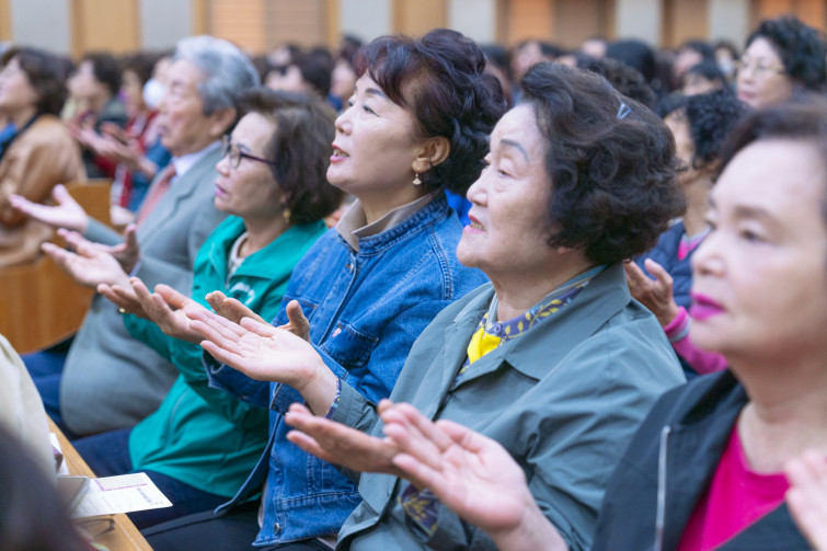 YTo1NDp7czo4OiJGaWxlTmFtZSI7czo0MDoiNmI4OTdlZTktYTkyNy00YzhkLWJhODktN2JjMWM4M2ZlNGZmLmpwZyI7czoxMjoiRmlsZURhdGVUaW1lIjtpOjE3NjIyNDU4NjY7czo4OiJGaWxlU2l6ZSI7aToxNzI2NTcyO3M6ODoiRmlsZVR5cGUiO2k6MjtzOjg6Ik1pbWVUeXBlIjtzOjEwOiJpbWFnZS9qcGVnIjtzOjEzOiJTZWN0aW9uc0ZvdW5kIjtzOjMwOiJBTllfVEFHLCBJRkQwLCBUSFVNQk5BSUwsIEVYSUYiO3M6ODoiQ09NUFVURUQiO2E6ODp7czo0OiJodG1sIjtzOjI2OiJ3aWR0aD0iMTkwMCIgaGVpZ2h0PSIxMjY3IiI7czo2OiJIZWlnaHQiO2k6MTI2NztzOjU6IldpZHRoIjtpOjE5MDA7czo3OiJJc0NvbG9yIjtpOjE7czoxNzoiQnl0ZU9yZGVyTW90b3JvbGEiO2k6MDtzOjE1OiJBcGVydHVyZUZOdW1iZXIiO3M6NToiZi8yLjgiO3M6MTg6IlRodW1ibmFpbC5GaWxlVHlwZSI7aToyO3M6MTg6IlRodW1ibmFpbC5NaW1lVHlwZSI7czoxMDoiaW1hZ2UvanBlZyI7fXM6NDoiTWFrZSI7czo0OiJTT05ZIjtzOjU6Ik1vZGVsIjtzOjk6IklMQ0UtN1JNMyI7czoxMToiWFJlc29sdXRpb24iO3M6NToiMjQwLzEiO3M6MTE6IllSZXNvbHV0aW9uIjtzOjU6IjI0MC8xIjtzOjE0OiJSZXNvbHV0aW9uVW5pdCI7aToyO3M6ODoiU29mdHdhcmUiO3M6NTA6IkFkb2JlIFBob3Rvc2hvcCBMaWdodHJvb20gQ2xhc3NpYyAxNS4wIChNYWNpbnRvc2gpIjtzOjg6IkRhdGVUaW1lIjtzOjE5OiIyMDI1OjExOjA0IDE3OjQzOjQ1IjtzOjE2OiJFeGlmX0lGRF9Qb2ludGVyIjtpOjIxNDtzOjk6IlRIVU1CTkFJTCI7YTo2OntzOjExOiJDb21wcmVzc2lvbiI7aTo2O3M6MTE6IlhSZXNvbHV0aW9uIjtzOjQ6IjcyLzEiO3M6MTE6IllSZXNvbHV0aW9uIjtzOjQ6IjcyLzEiO3M6MTQ6IlJlc29sdXRpb25Vbml0IjtpOjI7czoyMToiSlBFR0ludGVyY2hhbmdlRm9ybWF0IjtpOjk3NjtzOjI3OiJKUEVHSW50ZXJjaGFuZ2VGb3JtYXRMZW5ndGgiO2k6MTk1ODU7fXM6MTI6IkV4cG9zdXJlVGltZSI7czo1OiIxLzIwMCI7czo3OiJGTnVtYmVyIjtzOjU6IjI4LzEwIjtzOjE1OiJFeHBvc3VyZVByb2dyYW0iO2k6MTtzOjE1OiJJU09TcGVlZFJhdGluZ3MiO2k6NjQwO3M6MTk6IlVuZGVmaW5lZFRhZzoweDg4MzAiO2k6MjtzOjE5OiJVbmRlZmluZWRUYWc6MHg4ODMyIjtpOjY0MDtzOjExOiJFeGlmVmVyc2lvbiI7czo0OiIwMjMxIjtzOjE2OiJEYXRlVGltZU9yaWdpbmFsIjtzOjE5OiIyMDI1OjEwOjI2IDEwOjM0OjI1IjtzOjE3OiJEYXRlVGltZURpZ2l0aXplZCI7czoxOToiMjAyNToxMDoyNiAxMDozNDoyNSI7czoxOToiVW5kZWZpbmVkVGFnOjB4OTAxMCI7czo2OiIrMDk6MDAiO3M6MTk6IlVuZGVmaW5lZFRhZzoweDkwMTEiO3M6NjoiKzA5OjAwIjtzOjE5OiJVbmRlZmluZWRUYWc6MHg5MDEyIjtzOjY6IiswOTowMCI7czoxNzoiU2h1dHRlclNwZWVkVmFsdWUiO3M6MTU6Ijc2NDM4NTYvMTAwMDAwMCI7czoxMzoiQXBlcnR1cmVWYWx1ZSI7czoxNToiMjk3MDg1NC8xMDAwMDAwIjtzOjE1OiJCcmlnaHRuZXNzVmFsdWUiO3M6OToiMzYzNC8yNTYwIjtzOjE3OiJFeHBvc3VyZUJpYXNWYWx1ZSI7czo0OiIwLzEwIjtzOjE2OiJNYXhBcGVydHVyZVZhbHVlIjtzOjc6Ijc2MC8yNTYiO3M6MTI6Ik1ldGVyaW5nTW9kZSI7aTo1O3M6MTE6IkxpZ2h0U291cmNlIjtpOjA7czo1OiJGbGFzaCI7aToxNjtzOjExOiJGb2NhbExlbmd0aCI7czo2OiI2MDAvMTAiO3M6MTA6IkNvbG9yU3BhY2UiO2k6NjU1MzU7czoyMToiRm9jYWxQbGFuZVhSZXNvbHV0aW9uIjtzOjE0OiI3MDkyNDEzNC8zMjc2OCI7czoyMToiRm9jYWxQbGFuZVlSZXNvbHV0aW9uIjtzOjE0OiI3MDkyNDEzNC8zMjc2OCI7czoyNDoiRm9jYWxQbGFuZVJlc29sdXRpb25Vbml0IjtpOjM7czoxMDoiRmlsZVNvdXJjZSI7czoxOiIDIjtzOjk6IlNjZW5lVHlwZSI7czoxOiIBIjtzOjE0OiJDdXN0b21SZW5kZXJlZCI7aTowO3M6MTI6IkV4cG9zdXJlTW9kZSI7aToxO3M6MTI6IldoaXRlQmFsYW5jZSI7aTowO3M6MTY6IkRpZ2l0YWxab29tUmF0aW8iO3M6NToiMTYvMTYiO3M6MjE6IkZvY2FsTGVuZ3RoSW4zNW1tRmlsbSI7aTo2MDtzOjE2OiJTY2VuZUNhcHR1cmVUeXBlIjtpOjA7czo4OiJDb250cmFzdCI7aTowO3M6MTA6IlNhdHVyYXRpb24iO2k6MDtzOjk6IlNoYXJwbmVzcyI7aTowO3M6MTk6IlVuZGVmaW5lZFRhZzoweEE0MzIiO2E6NDp7aTowO3M6NjoiMjQwLzEwIjtpOjE7czo2OiI3MDAvMTAiO2k6MjtzOjU6IjI4LzEwIjtpOjM7czo1OiIyOC8xMCI7fXM6MTk6IlVuZGVmaW5lZFRhZzoweEE0MzQiO3M6MjE6IkZFIDI0LTcwbW0gRjIuOCBHTSBJSSI7fQ==