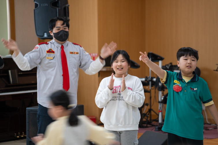 YTo1ODp7czo4OiJGaWxlTmFtZSI7czo0MDoiNmJkM2FkNmQtOTY4MC00ZTM4LWFkNDMtNmE3MzQ4YzM5MjVjLmpwZyI7czoxMjoiRmlsZURhdGVUaW1lIjtpOjE3NzM3MjI2NzY7czo4OiJGaWxlU2l6ZSI7aToxODg5NDUwO3M6ODoiRmlsZVR5cGUiO2k6MjtzOjg6Ik1pbWVUeXBlIjtzOjEwOiJpbWFnZS9qcGVnIjtzOjEzOiJTZWN0aW9uc0ZvdW5kIjtzOjMwOiJBTllfVEFHLCBJRkQwLCBUSFVNQk5BSUwsIEVYSUYiO3M6ODoiQ09NUFVURUQiO2E6OTp7czo0OiJodG1sIjtzOjI2OiJ3aWR0aD0iMjQ1MyIgaGVpZ2h0PSIxNjM1IiI7czo2OiJIZWlnaHQiO2k6MTYzNTtzOjU6IldpZHRoIjtpOjI0NTM7czo3OiJJc0NvbG9yIjtpOjE7czoxNzoiQnl0ZU9yZGVyTW90b3JvbGEiO2k6MDtzOjE1OiJBcGVydHVyZUZOdW1iZXIiO3M6NToiZi80LjAiO3M6OToiQ29weXJpZ2h0IjtzOjQ6IllBQkMiO3M6MTg6IlRodW1ibmFpbC5GaWxlVHlwZSI7aToyO3M6MTg6IlRodW1ibmFpbC5NaW1lVHlwZSI7czoxMDoiaW1hZ2UvanBlZyI7fXM6NDoiTWFrZSI7czo0OiJTT05ZIjtzOjU6Ik1vZGVsIjtzOjg6IklMQ0UtN000IjtzOjExOiJYUmVzb2x1dGlvbiI7czo1OiIyNDAvMSI7czoxMToiWVJlc29sdXRpb24iO3M6NToiMjQwLzEiO3M6MTQ6IlJlc29sdXRpb25Vbml0IjtpOjI7czo4OiJTb2Z0d2FyZSI7czo1MDoiQWRvYmUgUGhvdG9zaG9wIExpZ2h0cm9vbSBDbGFzc2ljIDE1LjIgKE1hY2ludG9zaCkiO3M6ODoiRGF0ZVRpbWUiO3M6MTk6IjIwMjY6MDM6MTcgMTE6MDc6MzMiO3M6NjoiQXJ0aXN0IjtzOjc6IllBQkNfU0ciO3M6OToiQ29weXJpZ2h0IjtzOjQ6IllBQkMiO3M6MTY6IkV4aWZfSUZEX1BvaW50ZXIiO2k6MjUyO3M6OToiVEhVTUJOQUlMIjthOjY6e3M6MTE6IkNvbXByZXNzaW9uIjtpOjY7czoxMToiWFJlc29sdXRpb24iO3M6NDoiNzIvMSI7czoxMToiWVJlc29sdXRpb24iO3M6NDoiNzIvMSI7czoxNDoiUmVzb2x1dGlvblVuaXQiO2k6MjtzOjIxOiJKUEVHSW50ZXJjaGFuZ2VGb3JtYXQiO2k6MTAzODtzOjI3OiJKUEVHSW50ZXJjaGFuZ2VGb3JtYXRMZW5ndGgiO2k6MTMyNzI7fXM6MTI6IkV4cG9zdXJlVGltZSI7czo0OiIxLzYwIjtzOjc6IkZOdW1iZXIiO3M6MzoiNC8xIjtzOjE1OiJFeHBvc3VyZVByb2dyYW0iO2k6MTtzOjE1OiJJU09TcGVlZFJhdGluZ3MiO2k6MTYwO3M6MTk6IlVuZGVmaW5lZFRhZzoweDg4MzAiO2k6MjtzOjE5OiJVbmRlZmluZWRUYWc6MHg4ODMyIjtpOjE2MDtzOjExOiJFeGlmVmVyc2lvbiI7czo0OiIwMjMyIjtzOjE2OiJEYXRlVGltZU9yaWdpbmFsIjtzOjE5OiIyMDI2OjAzOjE0IDEwOjU1OjQ3IjtzOjE3OiJEYXRlVGltZURpZ2l0aXplZCI7czoxOToiMjAyNjowMzoxNCAxMDo1NTo0NyI7czoxOToiVW5kZWZpbmVkVGFnOjB4OTAxMCI7czo2OiIrMDk6MDAiO3M6MTk6IlVuZGVmaW5lZFRhZzoweDkwMTEiO3M6NjoiKzA5OjAwIjtzOjE5OiJVbmRlZmluZWRUYWc6MHg5MDEyIjtzOjY6IiswOTowMCI7czoxNzoiU2h1dHRlclNwZWVkVmFsdWUiO3M6MTU6IjU5MDY4OTEvMTAwMDAwMCI7czoxMzoiQXBlcnR1cmVWYWx1ZSI7czozOiI0LzEiO3M6MTU6IkJyaWdodG5lc3NWYWx1ZSI7czo5OiI1Njg0LzI1NjAiO3M6MTc6IkV4cG9zdXJlQmlhc1ZhbHVlIjtzOjQ6IjAvMTAiO3M6MTY6Ik1heEFwZXJ0dXJlVmFsdWUiO3M6ODoiMTAyNC8yNTYiO3M6MTI6Ik1ldGVyaW5nTW9kZSI7aTo1O3M6MTE6IkxpZ2h0U291cmNlIjtpOjA7czo1OiJGbGFzaCI7aToxMztzOjExOiJGb2NhbExlbmd0aCI7czo3OiIxNjEwLzEwIjtzOjE4OiJTdWJTZWNUaW1lT3JpZ2luYWwiO3M6MzoiNzM0IjtzOjE5OiJTdWJTZWNUaW1lRGlnaXRpemVkIjtzOjM6IjczNCI7czoxMDoiQ29sb3JTcGFjZSI7aToxO3M6MjE6IkZvY2FsUGxhbmVYUmVzb2x1dGlvbiI7czoxNDoiNjQ0NDkzMzkvMzI3NjgiO3M6MjE6IkZvY2FsUGxhbmVZUmVzb2x1dGlvbiI7czoxNDoiNjQ0NDkzMzkvMzI3NjgiO3M6MjQ6IkZvY2FsUGxhbmVSZXNvbHV0aW9uVW5pdCI7aTozO3M6MTA6IkZpbGVTb3VyY2UiO3M6MToiAyI7czo5OiJTY2VuZVR5cGUiO3M6MToiASI7czoxNDoiQ3VzdG9tUmVuZGVyZWQiO2k6MDtzOjEyOiJFeHBvc3VyZU1vZGUiO2k6MTtzOjEyOiJXaGl0ZUJhbGFuY2UiO2k6MDtzOjE2OiJEaWdpdGFsWm9vbVJhdGlvIjtzOjU6IjE2LzE2IjtzOjIxOiJGb2NhbExlbmd0aEluMzVtbUZpbG0iO2k6MTYxO3M6MTY6IlNjZW5lQ2FwdHVyZVR5cGUiO2k6MDtzOjg6IkNvbnRyYXN0IjtpOjA7czoxMDoiU2F0dXJhdGlvbiI7aTowO3M6OToiU2hhcnBuZXNzIjtpOjA7czoxOToiVW5kZWZpbmVkVGFnOjB4QTQzMiI7YTo0OntpOjA7czo2OiI3MDAvMTAiO2k6MTtzOjc6IjIwMDAvMTAiO2k6MjtzOjU6IjQwLzEwIjtpOjM7czo1OiI0MC8xMCI7fXM6MTk6IlVuZGVmaW5lZFRhZzoweEE0MzQiO3M6MjA6IkZFIDcwLTIwMG1tIEY0IEcgT1NTIjt9