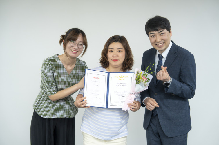 YTo1ODp7czo4OiJGaWxlTmFtZSI7czo0MDoiNmY5ZGNkNzItYmQzZC00MjJkLWE5MDctM2ZhOWU5NmQ0MzE0LmpwZyI7czoxMjoiRmlsZURhdGVUaW1lIjtpOjE3NDkzNjkwODg7czo4OiJGaWxlU2l6ZSI7aToxMzI2NDMyO3M6ODoiRmlsZVR5cGUiO2k6MjtzOjg6Ik1pbWVUeXBlIjtzOjEwOiJpbWFnZS9qcGVnIjtzOjEzOiJTZWN0aW9uc0ZvdW5kIjtzOjMwOiJBTllfVEFHLCBJRkQwLCBUSFVNQk5BSUwsIEVYSUYiO3M6ODoiQ09NUFVURUQiO2E6OTp7czo0OiJodG1sIjtzOjI2OiJ3aWR0aD0iMTc1MiIgaGVpZ2h0PSIxMTY4IiI7czo2OiJIZWlnaHQiO2k6MTE2ODtzOjU6IldpZHRoIjtpOjE3NTI7czo3OiJJc0NvbG9yIjtpOjE7czoxNzoiQnl0ZU9yZGVyTW90b3JvbGEiO2k6MDtzOjE1OiJBcGVydHVyZUZOdW1iZXIiO3M6NToiZi8yLjgiO3M6OToiQ29weXJpZ2h0IjtzOjQ6IllBQkMiO3M6MTg6IlRodW1ibmFpbC5GaWxlVHlwZSI7aToyO3M6MTg6IlRodW1ibmFpbC5NaW1lVHlwZSI7czoxMDoiaW1hZ2UvanBlZyI7fXM6NDoiTWFrZSI7czo0OiJTT05ZIjtzOjU6Ik1vZGVsIjtzOjg6IklMQ0UtN000IjtzOjExOiJYUmVzb2x1dGlvbiI7czo1OiIyNDAvMSI7czoxMToiWVJlc29sdXRpb24iO3M6NToiMjQwLzEiO3M6MTQ6IlJlc29sdXRpb25Vbml0IjtpOjI7czo4OiJTb2Z0d2FyZSI7czo1MjoiQWRvYmUgUGhvdG9zaG9wIExpZ2h0cm9vbSBDbGFzc2ljIDE0LjMuMSAoTWFjaW50b3NoKSI7czo4OiJEYXRlVGltZSI7czoxOToiMjAyNTowNjowOCAxNjoyMzoxOSI7czo2OiJBcnRpc3QiO3M6NzoiWUFCQ19TRyI7czo5OiJDb3B5cmlnaHQiO3M6NDoiWUFCQyI7czoxNjoiRXhpZl9JRkRfUG9pbnRlciI7aToyNTQ7czo5OiJUSFVNQk5BSUwiO2E6Njp7czoxMToiQ29tcHJlc3Npb24iO2k6NjtzOjExOiJYUmVzb2x1dGlvbiI7czo0OiI3Mi8xIjtzOjExOiJZUmVzb2x1dGlvbiI7czo0OiI3Mi8xIjtzOjE0OiJSZXNvbHV0aW9uVW5pdCI7aToyO3M6MjE6IkpQRUdJbnRlcmNoYW5nZUZvcm1hdCI7aToxMDQwO3M6Mjc6IkpQRUdJbnRlcmNoYW5nZUZvcm1hdExlbmd0aCI7aToxMDE4Njt9czoxMjoiRXhwb3N1cmVUaW1lIjtzOjQ6IjEvNjAiO3M6NzoiRk51bWJlciI7czo1OiIyOC8xMCI7czoxNToiRXhwb3N1cmVQcm9ncmFtIjtpOjE7czoxNToiSVNPU3BlZWRSYXRpbmdzIjtpOjE2MDtzOjE5OiJVbmRlZmluZWRUYWc6MHg4ODMwIjtpOjI7czoxOToiVW5kZWZpbmVkVGFnOjB4ODgzMiI7aToxNjA7czoxMToiRXhpZlZlcnNpb24iO3M6NDoiMDIzMiI7czoxNjoiRGF0ZVRpbWVPcmlnaW5hbCI7czoxOToiMjAyNTowNjowNCAxMjozMzo1MSI7czoxNzoiRGF0ZVRpbWVEaWdpdGl6ZWQiO3M6MTk6IjIwMjU6MDY6MDQgMTI6MzM6NTEiO3M6MTk6IlVuZGVmaW5lZFRhZzoweDkwMTAiO3M6NjoiKzA5OjAwIjtzOjE5OiJVbmRlZmluZWRUYWc6MHg5MDExIjtzOjY6IiswOTowMCI7czoxOToiVW5kZWZpbmVkVGFnOjB4OTAxMiI7czo2OiIrMDk6MDAiO3M6MTc6IlNodXR0ZXJTcGVlZFZhbHVlIjtzOjE1OiI1OTA2ODkxLzEwMDAwMDAiO3M6MTM6IkFwZXJ0dXJlVmFsdWUiO3M6MTU6IjI5NzA4NTQvMTAwMDAwMCI7czoxNToiQnJpZ2h0bmVzc1ZhbHVlIjtzOjk6Ijc5NjQvMjU2MCI7czoxNzoiRXhwb3N1cmVCaWFzVmFsdWUiO3M6NDoiMC8xMCI7czoxNjoiTWF4QXBlcnR1cmVWYWx1ZSI7czo3OiI3NjAvMjU2IjtzOjEyOiJNZXRlcmluZ01vZGUiO2k6NTtzOjExOiJMaWdodFNvdXJjZSI7aTowO3M6NToiRmxhc2giO2k6MTM7czoxMToiRm9jYWxMZW5ndGgiO3M6NjoiNDcwLzEwIjtzOjE4OiJTdWJTZWNUaW1lT3JpZ2luYWwiO3M6MzoiNTc1IjtzOjE5OiJTdWJTZWNUaW1lRGlnaXRpemVkIjtzOjM6IjU3NSI7czoxMDoiQ29sb3JTcGFjZSI7aTo2NTUzNTtzOjIxOiJGb2NhbFBsYW5lWFJlc29sdXRpb24iO3M6MTQ6IjY0NDQ5MzM5LzMyNzY4IjtzOjIxOiJGb2NhbFBsYW5lWVJlc29sdXRpb24iO3M6MTQ6IjY0NDQ5MzM5LzMyNzY4IjtzOjI0OiJGb2NhbFBsYW5lUmVzb2x1dGlvblVuaXQiO2k6MztzOjEwOiJGaWxlU291cmNlIjtzOjE6IgMiO3M6OToiU2NlbmVUeXBlIjtzOjE6IgEiO3M6MTQ6IkN1c3RvbVJlbmRlcmVkIjtpOjA7czoxMjoiRXhwb3N1cmVNb2RlIjtpOjE7czoxMjoiV2hpdGVCYWxhbmNlIjtpOjE7czoxNjoiRGlnaXRhbFpvb21SYXRpbyI7czo1OiIxNi8xNiI7czoyMToiRm9jYWxMZW5ndGhJbjM1bW1GaWxtIjtpOjQ3O3M6MTY6IlNjZW5lQ2FwdHVyZVR5cGUiO2k6MDtzOjg6IkNvbnRyYXN0IjtpOjA7czoxMDoiU2F0dXJhdGlvbiI7aTowO3M6OToiU2hhcnBuZXNzIjtpOjA7czoxOToiVW5kZWZpbmVkVGFnOjB4QTQzMiI7YTo0OntpOjA7czo2OiIyNDAvMTAiO2k6MTtzOjY6IjcwMC8xMCI7aToyO3M6NToiMjgvMTAiO2k6MztzOjU6IjI4LzEwIjt9czoxOToiVW5kZWZpbmVkVGFnOjB4QTQzNCI7czoyMToiRkUgMjQtNzBtbSBGMi44IEdNIElJIjt9