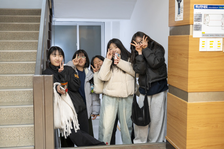 YTo1ODp7czo4OiJGaWxlTmFtZSI7czo0MDoiNzFlOTg0NzMtYzY0OC00NGY4LTgxMzMtY2FhNDIyMTRhODE0LmpwZyI7czoxMjoiRmlsZURhdGVUaW1lIjtpOjE3NjczMzMyODk7czo4OiJGaWxlU2l6ZSI7aToxMzgxNzgyO3M6ODoiRmlsZVR5cGUiO2k6MjtzOjg6Ik1pbWVUeXBlIjtzOjEwOiJpbWFnZS9qcGVnIjtzOjEzOiJTZWN0aW9uc0ZvdW5kIjtzOjMwOiJBTllfVEFHLCBJRkQwLCBUSFVNQk5BSUwsIEVYSUYiO3M6ODoiQ09NUFVURUQiO2E6OTp7czo0OiJodG1sIjtzOjI2OiJ3aWR0aD0iMTc1MiIgaGVpZ2h0PSIxMTY4IiI7czo2OiJIZWlnaHQiO2k6MTE2ODtzOjU6IldpZHRoIjtpOjE3NTI7czo3OiJJc0NvbG9yIjtpOjE7czoxNzoiQnl0ZU9yZGVyTW90b3JvbGEiO2k6MDtzOjE1OiJBcGVydHVyZUZOdW1iZXIiO3M6NToiZi8yLjgiO3M6OToiQ29weXJpZ2h0IjtzOjQ6IllBQkMiO3M6MTg6IlRodW1ibmFpbC5GaWxlVHlwZSI7aToyO3M6MTg6IlRodW1ibmFpbC5NaW1lVHlwZSI7czoxMDoiaW1hZ2UvanBlZyI7fXM6NDoiTWFrZSI7czo0OiJTT05ZIjtzOjU6Ik1vZGVsIjtzOjg6IklMQ0UtN000IjtzOjExOiJYUmVzb2x1dGlvbiI7czo1OiIyNDAvMSI7czoxMToiWVJlc29sdXRpb24iO3M6NToiMjQwLzEiO3M6MTQ6IlJlc29sdXRpb25Vbml0IjtpOjI7czo4OiJTb2Z0d2FyZSI7czo1MDoiQWRvYmUgUGhvdG9zaG9wIExpZ2h0cm9vbSBDbGFzc2ljIDE1LjEgKE1hY2ludG9zaCkiO3M6ODoiRGF0ZVRpbWUiO3M6MTk6IjIwMjY6MDE6MDIgMTQ6MjU6NTEiO3M6NjoiQXJ0aXN0IjtzOjc6IllBQkNfU0ciO3M6OToiQ29weXJpZ2h0IjtzOjQ6IllBQkMiO3M6MTY6IkV4aWZfSUZEX1BvaW50ZXIiO2k6MjUyO3M6OToiVEhVTUJOQUlMIjthOjY6e3M6MTE6IkNvbXByZXNzaW9uIjtpOjY7czoxMToiWFJlc29sdXRpb24iO3M6NDoiNzIvMSI7czoxMToiWVJlc29sdXRpb24iO3M6NDoiNzIvMSI7czoxNDoiUmVzb2x1dGlvblVuaXQiO2k6MjtzOjIxOiJKUEVHSW50ZXJjaGFuZ2VGb3JtYXQiO2k6MTAzODtzOjI3OiJKUEVHSW50ZXJjaGFuZ2VGb3JtYXRMZW5ndGgiO2k6MTQ2MDg7fXM6MTI6IkV4cG9zdXJlVGltZSI7czo0OiIxLzYwIjtzOjc6IkZOdW1iZXIiO3M6NToiMjgvMTAiO3M6MTU6IkV4cG9zdXJlUHJvZ3JhbSI7aToxO3M6MTU6IklTT1NwZWVkUmF0aW5ncyI7aToyNTA7czoxOToiVW5kZWZpbmVkVGFnOjB4ODgzMCI7aToyO3M6MTk6IlVuZGVmaW5lZFRhZzoweDg4MzIiO2k6MjUwO3M6MTE6IkV4aWZWZXJzaW9uIjtzOjQ6IjAyMzIiO3M6MTY6IkRhdGVUaW1lT3JpZ2luYWwiO3M6MTk6IjIwMjU6MTI6MzEgMjI6Mjc6MDIiO3M6MTc6IkRhdGVUaW1lRGlnaXRpemVkIjtzOjE5OiIyMDI1OjEyOjMxIDIyOjI3OjAyIjtzOjE5OiJVbmRlZmluZWRUYWc6MHg5MDEwIjtzOjY6IiswOTowMCI7czoxOToiVW5kZWZpbmVkVGFnOjB4OTAxMSI7czo2OiIrMDk6MDAiO3M6MTk6IlVuZGVmaW5lZFRhZzoweDkwMTIiO3M6NjoiKzA5OjAwIjtzOjE3OiJTaHV0dGVyU3BlZWRWYWx1ZSI7czoxNToiNTkwNjg5MS8xMDAwMDAwIjtzOjEzOiJBcGVydHVyZVZhbHVlIjtzOjE1OiIyOTcwODU0LzEwMDAwMDAiO3M6MTU6IkJyaWdodG5lc3NWYWx1ZSI7czo5OiI0OTE0LzI1NjAiO3M6MTc6IkV4cG9zdXJlQmlhc1ZhbHVlIjtzOjQ6IjAvMTAiO3M6MTY6Ik1heEFwZXJ0dXJlVmFsdWUiO3M6NzoiNzYwLzI1NiI7czoxMjoiTWV0ZXJpbmdNb2RlIjtpOjU7czoxMToiTGlnaHRTb3VyY2UiO2k6MDtzOjU6IkZsYXNoIjtpOjE2O3M6MTE6IkZvY2FsTGVuZ3RoIjtzOjY6IjQ4MC8xMCI7czoxODoiU3ViU2VjVGltZU9yaWdpbmFsIjtzOjM6IjAzMiI7czoxOToiU3ViU2VjVGltZURpZ2l0aXplZCI7czozOiIwMzIiO3M6MTA6IkNvbG9yU3BhY2UiO2k6NjU1MzU7czoyMToiRm9jYWxQbGFuZVhSZXNvbHV0aW9uIjtzOjE0OiI2NDQ0OTMzOS8zMjc2OCI7czoyMToiRm9jYWxQbGFuZVlSZXNvbHV0aW9uIjtzOjE0OiI2NDQ0OTMzOS8zMjc2OCI7czoyNDoiRm9jYWxQbGFuZVJlc29sdXRpb25Vbml0IjtpOjM7czoxMDoiRmlsZVNvdXJjZSI7czoxOiIDIjtzOjk6IlNjZW5lVHlwZSI7czoxOiIBIjtzOjE0OiJDdXN0b21SZW5kZXJlZCI7aTowO3M6MTI6IkV4cG9zdXJlTW9kZSI7aToxO3M6MTI6IldoaXRlQmFsYW5jZSI7aTowO3M6MTY6IkRpZ2l0YWxab29tUmF0aW8iO3M6NToiMTYvMTYiO3M6MjE6IkZvY2FsTGVuZ3RoSW4zNW1tRmlsbSI7aTo0ODtzOjE2OiJTY2VuZUNhcHR1cmVUeXBlIjtpOjA7czo4OiJDb250cmFzdCI7aTowO3M6MTA6IlNhdHVyYXRpb24iO2k6MDtzOjk6IlNoYXJwbmVzcyI7aTowO3M6MTk6IlVuZGVmaW5lZFRhZzoweEE0MzIiO2E6NDp7aTowO3M6NjoiMjQwLzEwIjtpOjE7czo2OiI3MDAvMTAiO2k6MjtzOjU6IjI4LzEwIjtpOjM7czo1OiIyOC8xMCI7fXM6MTk6IlVuZGVmaW5lZFRhZzoweEE0MzQiO3M6MjE6IkZFIDI0LTcwbW0gRjIuOCBHTSBJSSI7fQ==