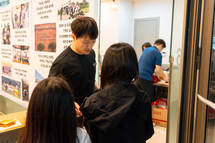 YTo1ODp7czo4OiJGaWxlTmFtZSI7czo0MToiNzJhNmU1OTYtZDljYS00MjQ0LWE0ZTEtYjM4NzY3Njg0ZmVlLmpwZWciO3M6MTI6IkZpbGVEYXRlVGltZSI7aToxNzE4MTk0OTgzO3M6ODoiRmlsZVNpemUiO2k6Mjg3NjkxO3M6ODoiRmlsZVR5cGUiO2k6MjtzOjg6Ik1pbWVUeXBlIjtzOjEwOiJpbWFnZS9qcGVnIjtzOjEzOiJTZWN0aW9uc0ZvdW5kIjtzOjE5OiJBTllfVEFHLCBJRkQwLCBFWElGIjtzOjg6IkNPTVBVVEVEIjthOjc6e3M6NDoiaHRtbCI7czoyNToid2lkdGg9IjEyODAiIGhlaWdodD0iODUzIiI7czo2OiJIZWlnaHQiO2k6ODUzO3M6NToiV2lkdGgiO2k6MTI4MDtzOjc6IklzQ29sb3IiO2k6MTtzOjE3OiJCeXRlT3JkZXJNb3Rvcm9sYSI7aToxO3M6ODoiQ0NEV2lkdGgiO3M6MzoiNm1tIjtzOjE1OiJBcGVydHVyZUZOdW1iZXIiO3M6NToiZi80LjAiO31zOjQ6Ik1ha2UiO3M6NDoiU09OWSI7czo1OiJNb2RlbCI7czo4OiJJTENFLTdNNCI7czoxMToiT3JpZW50YXRpb24iO2k6MTtzOjExOiJYUmVzb2x1dGlvbiI7czo1OiIyNDAvMSI7czoxMToiWVJlc29sdXRpb24iO3M6NToiMjQwLzEiO3M6MTQ6IlJlc29sdXRpb25Vbml0IjtpOjI7czo4OiJTb2Z0d2FyZSI7czo1MDoiQWRvYmUgUGhvdG9zaG9wIExpZ2h0cm9vbSBDbGFzc2ljIDEzLjMgKE1hY2ludG9zaCkiO3M6ODoiRGF0ZVRpbWUiO3M6MTk6IjIwMjQ6MDY6MDkgMjE6MTE6NTQiO3M6MTY6IkV4aWZfSUZEX1BvaW50ZXIiO2k6MjI2O3M6MTI6IkV4cG9zdXJlVGltZSI7czo1OiIxLzEyNSI7czo3OiJGTnVtYmVyIjtzOjM6IjQvMSI7czoxNToiRXhwb3N1cmVQcm9ncmFtIjtpOjE7czoxNToiSVNPU3BlZWRSYXRpbmdzIjtpOjIwMDA7czoxOToiVW5kZWZpbmVkVGFnOjB4ODgzMCI7aToyO3M6MTk6IlVuZGVmaW5lZFRhZzoweDg4MzIiO2k6MjAwMDtzOjExOiJFeGlmVmVyc2lvbiI7czo0OiIwMjMyIjtzOjE2OiJEYXRlVGltZU9yaWdpbmFsIjtzOjE5OiIyMDI0OjA2OjA5IDExOjE3OjM4IjtzOjE3OiJEYXRlVGltZURpZ2l0aXplZCI7czoxOToiMjAyNDowNjowOSAxMToxNzozOCI7czoxOToiVW5kZWZpbmVkVGFnOjB4OTAxMCI7czo2OiIrMDk6MDAiO3M6MTk6IlVuZGVmaW5lZFRhZzoweDkwMTEiO3M6NjoiKzA5OjAwIjtzOjE5OiJVbmRlZmluZWRUYWc6MHg5MDEyIjtzOjY6IiswOTowMCI7czoxNzoiU2h1dHRlclNwZWVkVmFsdWUiO3M6MTI6IjI3NDYzMy8zOTQyNiI7czoxMzoiQXBlcnR1cmVWYWx1ZSI7czozOiI0LzEiO3M6MTU6IkJyaWdodG5lc3NWYWx1ZSI7czo1OiI3Ny84MCI7czoxNzoiRXhwb3N1cmVCaWFzVmFsdWUiO3M6MzoiMC8xIjtzOjE2OiJNYXhBcGVydHVyZVZhbHVlIjtzOjM6IjQvMSI7czoxMjoiTWV0ZXJpbmdNb2RlIjtpOjU7czoxMToiTGlnaHRTb3VyY2UiO2k6MDtzOjU6IkZsYXNoIjtpOjE2O3M6MTE6IkZvY2FsTGVuZ3RoIjtzOjQ6IjMxLzEiO3M6MTg6IlN1YlNlY1RpbWVPcmlnaW5hbCI7czozOiIzMjMiO3M6MTk6IlN1YlNlY1RpbWVEaWdpdGl6ZWQiO3M6MzoiMzIzIjtzOjEwOiJDb2xvclNwYWNlIjtpOjE7czoxNDoiRXhpZkltYWdlV2lkdGgiO2k6MTI4MDtzOjE1OiJFeGlmSW1hZ2VMZW5ndGgiO2k6ODUzO3M6MjE6IkZvY2FsUGxhbmVYUmVzb2x1dGlvbiI7czoxMjoiMjY3ODgzMy8xMzYyIjtzOjIxOiJGb2NhbFBsYW5lWVJlc29sdXRpb24iO3M6MTI6IjI2Nzg4MzMvMTM2MiI7czoyNDoiRm9jYWxQbGFuZVJlc29sdXRpb25Vbml0IjtpOjM7czoxMDoiRmlsZVNvdXJjZSI7czoxOiIDIjtzOjk6IlNjZW5lVHlwZSI7czoxOiIBIjtzOjE0OiJDdXN0b21SZW5kZXJlZCI7aTowO3M6MTI6IkV4cG9zdXJlTW9kZSI7aToxO3M6MTI6IldoaXRlQmFsYW5jZSI7aTowO3M6MTY6IkRpZ2l0YWxab29tUmF0aW8iO3M6MzoiMS8xIjtzOjIxOiJGb2NhbExlbmd0aEluMzVtbUZpbG0iO2k6MzE7czoxNjoiU2NlbmVDYXB0dXJlVHlwZSI7aTowO3M6ODoiQ29udHJhc3QiO2k6MDtzOjEwOiJTYXR1cmF0aW9uIjtpOjA7czo5OiJTaGFycG5lc3MiO2k6MDtzOjE5OiJVbmRlZmluZWRUYWc6MHhBNDMyIjthOjQ6e2k6MDtzOjQ6IjI0LzEiO2k6MTtzOjU6IjEwNS8xIjtpOjI7czozOiI0LzEiO2k6MztzOjM6IjQvMSI7fXM6MTk6IlVuZGVmaW5lZFRhZzoweEE0MzQiO3M6MjA6IkZFIDI0LTEwNW1tIEY0IEcgT1NTIjt9