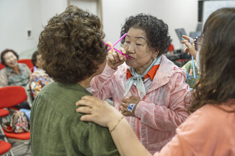 YTo1ODp7czo4OiJGaWxlTmFtZSI7czo0MDoiNzRjNGM4ZjAtYzM3My00MjBiLThhMjMtOGRhMzg5ZmRiZWJlLmpwZyI7czoxMjoiRmlsZURhdGVUaW1lIjtpOjE3NDg1ODU1MTg7czo4OiJGaWxlU2l6ZSI7aTozMjgxODc4O3M6ODoiRmlsZVR5cGUiO2k6MjtzOjg6Ik1pbWVUeXBlIjtzOjEwOiJpbWFnZS9qcGVnIjtzOjEzOiJTZWN0aW9uc0ZvdW5kIjtzOjMwOiJBTllfVEFHLCBJRkQwLCBUSFVNQk5BSUwsIEVYSUYiO3M6ODoiQ09NUFVURUQiO2E6OTp7czo0OiJodG1sIjtzOjI2OiJ3aWR0aD0iMTc0NSIgaGVpZ2h0PSIxMTYzIiI7czo2OiJIZWlnaHQiO2k6MTE2MztzOjU6IldpZHRoIjtpOjE3NDU7czo3OiJJc0NvbG9yIjtpOjE7czoxNzoiQnl0ZU9yZGVyTW90b3JvbGEiO2k6MDtzOjE1OiJBcGVydHVyZUZOdW1iZXIiO3M6NToiZi8yLjgiO3M6OToiQ29weXJpZ2h0IjtzOjQ6IllBQkMiO3M6MTg6IlRodW1ibmFpbC5GaWxlVHlwZSI7aToyO3M6MTg6IlRodW1ibmFpbC5NaW1lVHlwZSI7czoxMDoiaW1hZ2UvanBlZyI7fXM6NDoiTWFrZSI7czo0OiJTT05ZIjtzOjU6Ik1vZGVsIjtzOjg6IklMQ0UtN000IjtzOjExOiJYUmVzb2x1dGlvbiI7czo1OiIyNDAvMSI7czoxMToiWVJlc29sdXRpb24iO3M6NToiMjQwLzEiO3M6MTQ6IlJlc29sdXRpb25Vbml0IjtpOjI7czo4OiJTb2Z0d2FyZSI7czo1MjoiQWRvYmUgUGhvdG9zaG9wIExpZ2h0cm9vbSBDbGFzc2ljIDE0LjMuMSAoTWFjaW50b3NoKSI7czo4OiJEYXRlVGltZSI7czoxOToiMjAyNTowNTozMCAxNTowOTowMCI7czo2OiJBcnRpc3QiO3M6NzoiWUFCQ19TRyI7czo5OiJDb3B5cmlnaHQiO3M6NDoiWUFCQyI7czoxNjoiRXhpZl9JRkRfUG9pbnRlciI7aToyNTQ7czo5OiJUSFVNQk5BSUwiO2E6Njp7czoxMToiQ29tcHJlc3Npb24iO2k6NjtzOjExOiJYUmVzb2x1dGlvbiI7czo0OiI3Mi8xIjtzOjExOiJZUmVzb2x1dGlvbiI7czo0OiI3Mi8xIjtzOjE0OiJSZXNvbHV0aW9uVW5pdCI7aToyO3M6MjE6IkpQRUdJbnRlcmNoYW5nZUZvcm1hdCI7aToxMDQwO3M6Mjc6IkpQRUdJbnRlcmNoYW5nZUZvcm1hdExlbmd0aCI7aToxNTYzNjt9czoxMjoiRXhwb3N1cmVUaW1lIjtzOjY6IjEvMTAwMCI7czo3OiJGTnVtYmVyIjtzOjU6IjI4LzEwIjtzOjE1OiJFeHBvc3VyZVByb2dyYW0iO2k6MTtzOjE1OiJJU09TcGVlZFJhdGluZ3MiO2k6MjAwMDtzOjE5OiJVbmRlZmluZWRUYWc6MHg4ODMwIjtpOjI7czoxOToiVW5kZWZpbmVkVGFnOjB4ODgzMiI7aToyMDAwO3M6MTE6IkV4aWZWZXJzaW9uIjtzOjQ6IjAyMzIiO3M6MTY6IkRhdGVUaW1lT3JpZ2luYWwiO3M6MTk6IjIwMjU6MDU6MzAgMTE6NTQ6NTciO3M6MTc6IkRhdGVUaW1lRGlnaXRpemVkIjtzOjE5OiIyMDI1OjA1OjMwIDExOjU0OjU3IjtzOjE5OiJVbmRlZmluZWRUYWc6MHg5MDEwIjtzOjY6IiswOTowMCI7czoxOToiVW5kZWZpbmVkVGFnOjB4OTAxMSI7czo2OiIrMDk6MDAiO3M6MTk6IlVuZGVmaW5lZFRhZzoweDkwMTIiO3M6NjoiKzA5OjAwIjtzOjE3OiJTaHV0dGVyU3BlZWRWYWx1ZSI7czoxNToiOTk2NTc4NC8xMDAwMDAwIjtzOjEzOiJBcGVydHVyZVZhbHVlIjtzOjE1OiIyOTcwODU0LzEwMDAwMDAiO3M6MTU6IkJyaWdodG5lc3NWYWx1ZSI7czo5OiI0NDY0LzI1NjAiO3M6MTc6IkV4cG9zdXJlQmlhc1ZhbHVlIjtzOjQ6IjAvMTAiO3M6MTY6Ik1heEFwZXJ0dXJlVmFsdWUiO3M6NzoiNzYwLzI1NiI7czoxMjoiTWV0ZXJpbmdNb2RlIjtpOjU7czoxMToiTGlnaHRTb3VyY2UiO2k6MDtzOjU6IkZsYXNoIjtpOjE2O3M6MTE6IkZvY2FsTGVuZ3RoIjtzOjY6IjQyMC8xMCI7czoxODoiU3ViU2VjVGltZU9yaWdpbmFsIjtzOjM6IjczNyI7czoxOToiU3ViU2VjVGltZURpZ2l0aXplZCI7czozOiI3MzciO3M6MTA6IkNvbG9yU3BhY2UiO2k6NjU1MzU7czoyMToiRm9jYWxQbGFuZVhSZXNvbHV0aW9uIjtzOjE0OiI2NDQ0OTMzOS8zMjc2OCI7czoyMToiRm9jYWxQbGFuZVlSZXNvbHV0aW9uIjtzOjE0OiI2NDQ0OTMzOS8zMjc2OCI7czoyNDoiRm9jYWxQbGFuZVJlc29sdXRpb25Vbml0IjtpOjM7czoxMDoiRmlsZVNvdXJjZSI7czoxOiIDIjtzOjk6IlNjZW5lVHlwZSI7czoxOiIBIjtzOjE0OiJDdXN0b21SZW5kZXJlZCI7aTowO3M6MTI6IkV4cG9zdXJlTW9kZSI7aToxO3M6MTI6IldoaXRlQmFsYW5jZSI7aToxO3M6MTY6IkRpZ2l0YWxab29tUmF0aW8iO3M6NToiMTYvMTYiO3M6MjE6IkZvY2FsTGVuZ3RoSW4zNW1tRmlsbSI7aTo0MjtzOjE2OiJTY2VuZUNhcHR1cmVUeXBlIjtpOjA7czo4OiJDb250cmFzdCI7aTowO3M6MTA6IlNhdHVyYXRpb24iO2k6MDtzOjk6IlNoYXJwbmVzcyI7aTowO3M6MTk6IlVuZGVmaW5lZFRhZzoweEE0MzIiO2E6NDp7aTowO3M6NjoiMjQwLzEwIjtpOjE7czo2OiI3MDAvMTAiO2k6MjtzOjU6IjI4LzEwIjtpOjM7czo1OiIyOC8xMCI7fXM6MTk6IlVuZGVmaW5lZFRhZzoweEE0MzQiO3M6MjE6IkZFIDI0LTcwbW0gRjIuOCBHTSBJSSI7fQ==