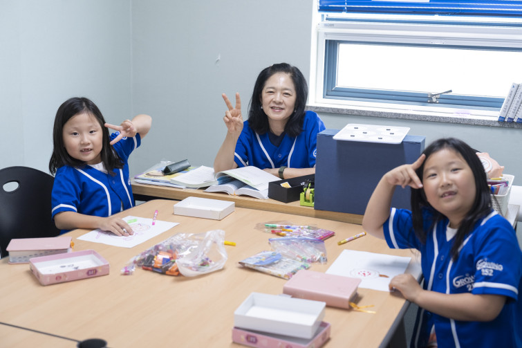 YTo1ODp7czo4OiJGaWxlTmFtZSI7czo0MDoiNzc3NmFmNzgtZTU3Ni00MGJiLWFmNjQtNWM3NDNmZjU5YWUzLmpwZyI7czoxMjoiRmlsZURhdGVUaW1lIjtpOjE3NTc4MjkxMjk7czo4OiJGaWxlU2l6ZSI7aToxMDk5MzYyO3M6ODoiRmlsZVR5cGUiO2k6MjtzOjg6Ik1pbWVUeXBlIjtzOjEwOiJpbWFnZS9qcGVnIjtzOjEzOiJTZWN0aW9uc0ZvdW5kIjtzOjMwOiJBTllfVEFHLCBJRkQwLCBUSFVNQk5BSUwsIEVYSUYiO3M6ODoiQ09NUFVURUQiO2E6OTp7czo0OiJodG1sIjtzOjI2OiJ3aWR0aD0iMTcyMSIgaGVpZ2h0PSIxMTQ3IiI7czo2OiJIZWlnaHQiO2k6MTE0NztzOjU6IldpZHRoIjtpOjE3MjE7czo3OiJJc0NvbG9yIjtpOjE7czoxNzoiQnl0ZU9yZGVyTW90b3JvbGEiO2k6MDtzOjE1OiJBcGVydHVyZUZOdW1iZXIiO3M6NToiZi80LjAiO3M6OToiQ29weXJpZ2h0IjtzOjQ6IllBQkMiO3M6MTg6IlRodW1ibmFpbC5GaWxlVHlwZSI7aToyO3M6MTg6IlRodW1ibmFpbC5NaW1lVHlwZSI7czoxMDoiaW1hZ2UvanBlZyI7fXM6NDoiTWFrZSI7czo0OiJTT05ZIjtzOjU6Ik1vZGVsIjtzOjg6IklMQ0UtN000IjtzOjExOiJYUmVzb2x1dGlvbiI7czo1OiIyNDAvMSI7czoxMToiWVJlc29sdXRpb24iO3M6NToiMjQwLzEiO3M6MTQ6IlJlc29sdXRpb25Vbml0IjtpOjI7czo4OiJTb2Z0d2FyZSI7czo1MjoiQWRvYmUgUGhvdG9zaG9wIExpZ2h0cm9vbSBDbGFzc2ljIDE0LjUuMSAoTWFjaW50b3NoKSI7czo4OiJEYXRlVGltZSI7czoxOToiMjAyNTowOToxNCAxNDo1MDo0OSI7czo2OiJBcnRpc3QiO3M6NzoiWUFCQ19TRyI7czo5OiJDb3B5cmlnaHQiO3M6NDoiWUFCQyI7czoxNjoiRXhpZl9JRkRfUG9pbnRlciI7aToyNTQ7czo5OiJUSFVNQk5BSUwiO2E6Njp7czoxMToiQ29tcHJlc3Npb24iO2k6NjtzOjExOiJYUmVzb2x1dGlvbiI7czo0OiI3Mi8xIjtzOjExOiJZUmVzb2x1dGlvbiI7czo0OiI3Mi8xIjtzOjE0OiJSZXNvbHV0aW9uVW5pdCI7aToyO3M6MjE6IkpQRUdJbnRlcmNoYW5nZUZvcm1hdCI7aToxMDQwO3M6Mjc6IkpQRUdJbnRlcmNoYW5nZUZvcm1hdExlbmd0aCI7aToxNTc4MDt9czoxMjoiRXhwb3N1cmVUaW1lIjtzOjU6IjEvMTAwIjtzOjc6IkZOdW1iZXIiO3M6MzoiNC8xIjtzOjE1OiJFeHBvc3VyZVByb2dyYW0iO2k6MTtzOjE1OiJJU09TcGVlZFJhdGluZ3MiO2k6ODAwO3M6MTk6IlVuZGVmaW5lZFRhZzoweDg4MzAiO2k6MjtzOjE5OiJVbmRlZmluZWRUYWc6MHg4ODMyIjtpOjgwMDtzOjExOiJFeGlmVmVyc2lvbiI7czo0OiIwMjMyIjtzOjE2OiJEYXRlVGltZU9yaWdpbmFsIjtzOjE5OiIyMDI1OjA5OjE0IDE0OjIxOjQ2IjtzOjE3OiJEYXRlVGltZURpZ2l0aXplZCI7czoxOToiMjAyNTowOToxNCAxNDoyMTo0NiI7czoxOToiVW5kZWZpbmVkVGFnOjB4OTAxMCI7czo2OiIrMDk6MDAiO3M6MTk6IlVuZGVmaW5lZFRhZzoweDkwMTEiO3M6NjoiKzA5OjAwIjtzOjE5OiJVbmRlZmluZWRUYWc6MHg5MDEyIjtzOjY6IiswOTowMCI7czoxNzoiU2h1dHRlclNwZWVkVmFsdWUiO3M6MTU6IjY2NDM4NTYvMTAwMDAwMCI7czoxMzoiQXBlcnR1cmVWYWx1ZSI7czozOiI0LzEiO3M6MTU6IkJyaWdodG5lc3NWYWx1ZSI7czoxMDoiMTEwMDQvMjU2MCI7czoxNzoiRXhwb3N1cmVCaWFzVmFsdWUiO3M6NDoiMC8xMCI7czoxNjoiTWF4QXBlcnR1cmVWYWx1ZSI7czo3OiI3NjAvMjU2IjtzOjEyOiJNZXRlcmluZ01vZGUiO2k6NTtzOjExOiJMaWdodFNvdXJjZSI7aToyNTU7czo1OiJGbGFzaCI7aToxNjtzOjExOiJGb2NhbExlbmd0aCI7czo2OiI1MDAvMTAiO3M6MTg6IlN1YlNlY1RpbWVPcmlnaW5hbCI7czozOiI0MTQiO3M6MTk6IlN1YlNlY1RpbWVEaWdpdGl6ZWQiO3M6MzoiNDE0IjtzOjEwOiJDb2xvclNwYWNlIjtpOjY1NTM1O3M6MjE6IkZvY2FsUGxhbmVYUmVzb2x1dGlvbiI7czoxNDoiNjQ0NDkzMzkvMzI3NjgiO3M6MjE6IkZvY2FsUGxhbmVZUmVzb2x1dGlvbiI7czoxNDoiNjQ0NDkzMzkvMzI3NjgiO3M6MjQ6IkZvY2FsUGxhbmVSZXNvbHV0aW9uVW5pdCI7aTozO3M6MTA6IkZpbGVTb3VyY2UiO3M6MToiAyI7czo5OiJTY2VuZVR5cGUiO3M6MToiASI7czoxNDoiQ3VzdG9tUmVuZGVyZWQiO2k6MDtzOjEyOiJFeHBvc3VyZU1vZGUiO2k6MTtzOjEyOiJXaGl0ZUJhbGFuY2UiO2k6MTtzOjE2OiJEaWdpdGFsWm9vbVJhdGlvIjtzOjU6IjE2LzE2IjtzOjIxOiJGb2NhbExlbmd0aEluMzVtbUZpbG0iO2k6NTA7czoxNjoiU2NlbmVDYXB0dXJlVHlwZSI7aTowO3M6ODoiQ29udHJhc3QiO2k6MDtzOjEwOiJTYXR1cmF0aW9uIjtpOjA7czo5OiJTaGFycG5lc3MiO2k6MDtzOjE5OiJVbmRlZmluZWRUYWc6MHhBNDMyIjthOjQ6e2k6MDtzOjY6IjI0MC8xMCI7aToxO3M6NjoiNzAwLzEwIjtpOjI7czo1OiIyOC8xMCI7aTozO3M6NToiMjgvMTAiO31zOjE5OiJVbmRlZmluZWRUYWc6MHhBNDM0IjtzOjIxOiJGRSAyNC03MG1tIEYyLjggR00gSUkiO30=