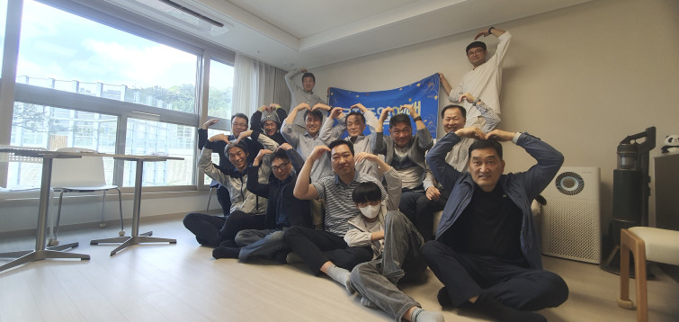 YTozOTp7czo4OiJGaWxlTmFtZSI7czo0MDoiNzlhZjY5ZTgtYjdlNS00YWQyLTgyNGItNzhhYjI1NDIwY2U0LmpwZyI7czoxMjoiRmlsZURhdGVUaW1lIjtpOjE3NDgzMTI4Mjg7czo4OiJGaWxlU2l6ZSI7aToxNTkyODYxO3M6ODoiRmlsZVR5cGUiO2k6MjtzOjg6Ik1pbWVUeXBlIjtzOjEwOiJpbWFnZS9qcGVnIjtzOjEzOiJTZWN0aW9uc0ZvdW5kIjtzOjMwOiJBTllfVEFHLCBJRkQwLCBUSFVNQk5BSUwsIEVYSUYiO3M6ODoiQ09NUFVURUQiO2E6ODp7czo0OiJodG1sIjtzOjI2OiJ3aWR0aD0iMjUxNiIgaGVpZ2h0PSIxMTkyIiI7czo2OiJIZWlnaHQiO2k6MTE5MjtzOjU6IldpZHRoIjtpOjI1MTY7czo3OiJJc0NvbG9yIjtpOjE7czoxNzoiQnl0ZU9yZGVyTW90b3JvbGEiO2k6MDtzOjE1OiJBcGVydHVyZUZOdW1iZXIiO3M6NToiZi8yLjIiO3M6MTg6IlRodW1ibmFpbC5GaWxlVHlwZSI7aToyO3M6MTg6IlRodW1ibmFpbC5NaW1lVHlwZSI7czoxMDoiaW1hZ2UvanBlZyI7fXM6NDoiTWFrZSI7czo3OiJzYW1zdW5nIjtzOjU6Ik1vZGVsIjtzOjg6IlNNLU45NzZOIjtzOjExOiJYUmVzb2x1dGlvbiI7czo1OiIyNDAvMSI7czoxMToiWVJlc29sdXRpb24iO3M6NToiMjQwLzEiO3M6MTQ6IlJlc29sdXRpb25Vbml0IjtpOjI7czo4OiJTb2Z0d2FyZSI7czo1MjoiQWRvYmUgUGhvdG9zaG9wIExpZ2h0cm9vbSBDbGFzc2ljIDE0LjMuMSAoTWFjaW50b3NoKSI7czo4OiJEYXRlVGltZSI7czoxOToiMjAyNTowNToyNyAxMToyNTo1OCI7czoxNjoiRXhpZl9JRkRfUG9pbnRlciI7aToyMTg7czo5OiJUSFVNQk5BSUwiO2E6Njp7czoxMToiQ29tcHJlc3Npb24iO2k6NjtzOjExOiJYUmVzb2x1dGlvbiI7czo0OiI3Mi8xIjtzOjExOiJZUmVzb2x1dGlvbiI7czo0OiI3Mi8xIjtzOjE0OiJSZXNvbHV0aW9uVW5pdCI7aToyO3M6MjE6IkpQRUdJbnRlcmNoYW5nZUZvcm1hdCI7aTo3MjI7czoyNzoiSlBFR0ludGVyY2hhbmdlRm9ybWF0TGVuZ3RoIjtpOjEwOTg5O31zOjEyOiJFeHBvc3VyZVRpbWUiO3M6NDoiMS82MCI7czo3OiJGTnVtYmVyIjtzOjU6IjIyLzEwIjtzOjE1OiJFeHBvc3VyZVByb2dyYW0iO2k6MjtzOjE1OiJJU09TcGVlZFJhdGluZ3MiO2k6NjQ7czoxMToiRXhpZlZlcnNpb24iO3M6NDoiMDIzMSI7czoxNjoiRGF0ZVRpbWVPcmlnaW5hbCI7czoxOToiMjAyNTowNToyNSAxMTowOTo0MyI7czoxNzoiRGF0ZVRpbWVEaWdpdGl6ZWQiO3M6MTk6IjIwMjU6MDU6MjUgMTE6MDk6NDMiO3M6MTk6IlVuZGVmaW5lZFRhZzoweDkwMTAiO3M6NjoiKzA5OjAwIjtzOjE5OiJVbmRlZmluZWRUYWc6MHg5MDExIjtzOjY6IiswOTowMCI7czoxNzoiU2h1dHRlclNwZWVkVmFsdWUiO3M6MTU6IjU5MDY4OTEvMTAwMDAwMCI7czoxMzoiQXBlcnR1cmVWYWx1ZSI7czoxNToiMjI3NTAwNy8xMDAwMDAwIjtzOjE1OiJCcmlnaHRuZXNzVmFsdWUiO3M6NzoiMzcxLzEwMCI7czoxNzoiRXhwb3N1cmVCaWFzVmFsdWUiO3M6NToiMC8xMDAiO3M6MTY6Ik1heEFwZXJ0dXJlVmFsdWUiO3M6NzoiMjI3LzEwMCI7czoxMjoiTWV0ZXJpbmdNb2RlIjtpOjI7czo1OiJGbGFzaCI7aTowO3M6MTE6IkZvY2FsTGVuZ3RoIjtzOjc6IjE4MC8xMDAiO3M6MTA6IkNvbG9yU3BhY2UiO2k6NjU1MzU7czoxMjoiRXhwb3N1cmVNb2RlIjtpOjA7czoxMjoiV2hpdGVCYWxhbmNlIjtpOjA7czoxNjoiRGlnaXRhbFpvb21SYXRpbyI7czo3OiIxMDAvMTAwIjtzOjIxOiJGb2NhbExlbmd0aEluMzVtbUZpbG0iO2k6MTM7czoxNjoiU2NlbmVDYXB0dXJlVHlwZSI7aTowO30=