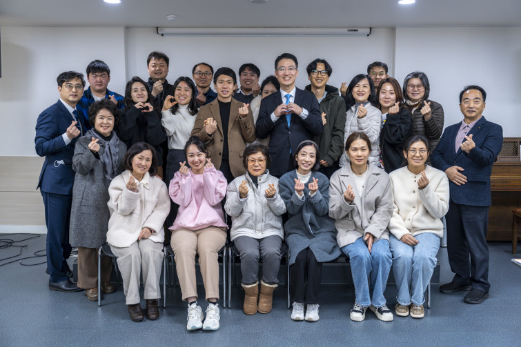 YTo1ODp7czo4OiJGaWxlTmFtZSI7czo0MDoiN2RkZjFjMGMtYTc0MS00Yjg2LTgzZmEtYTIwYWM3YTVkOGQ1LmpwZyI7czoxMjoiRmlsZURhdGVUaW1lIjtpOjE3NjUxNjY5NjE7czo4OiJGaWxlU2l6ZSI7aToyNzkwNDU0O3M6ODoiRmlsZVR5cGUiO2k6MjtzOjg6Ik1pbWVUeXBlIjtzOjEwOiJpbWFnZS9qcGVnIjtzOjEzOiJTZWN0aW9uc0ZvdW5kIjtzOjMwOiJBTllfVEFHLCBJRkQwLCBUSFVNQk5BSUwsIEVYSUYiO3M6ODoiQ09NUFVURUQiO2E6OTp7czo0OiJodG1sIjtzOjI2OiJ3aWR0aD0iMjQwMCIgaGVpZ2h0PSIxNjAwIiI7czo2OiJIZWlnaHQiO2k6MTYwMDtzOjU6IldpZHRoIjtpOjI0MDA7czo3OiJJc0NvbG9yIjtpOjE7czoxNzoiQnl0ZU9yZGVyTW90b3JvbGEiO2k6MDtzOjE1OiJBcGVydHVyZUZOdW1iZXIiO3M6NToiZi8yLjgiO3M6OToiQ29weXJpZ2h0IjtzOjQ6IllBQkMiO3M6MTg6IlRodW1ibmFpbC5GaWxlVHlwZSI7aToyO3M6MTg6IlRodW1ibmFpbC5NaW1lVHlwZSI7czoxMDoiaW1hZ2UvanBlZyI7fXM6NDoiTWFrZSI7czo0OiJTT05ZIjtzOjU6Ik1vZGVsIjtzOjg6IklMQ0UtN000IjtzOjExOiJYUmVzb2x1dGlvbiI7czo1OiIyNDAvMSI7czoxMToiWVJlc29sdXRpb24iO3M6NToiMjQwLzEiO3M6MTQ6IlJlc29sdXRpb25Vbml0IjtpOjI7czo4OiJTb2Z0d2FyZSI7czo1MjoiQWRvYmUgUGhvdG9zaG9wIExpZ2h0cm9vbSBDbGFzc2ljIDE0LjEuMSAoTWFjaW50b3NoKSI7czo4OiJEYXRlVGltZSI7czoxOToiMjAyNToxMjowOCAxMzowOToxNiI7czo2OiJBcnRpc3QiO3M6NzoiWUFCQ19TRyI7czo5OiJDb3B5cmlnaHQiO3M6NDoiWUFCQyI7czoxNjoiRXhpZl9JRkRfUG9pbnRlciI7aToyNTQ7czo5OiJUSFVNQk5BSUwiO2E6Njp7czoxMToiQ29tcHJlc3Npb24iO2k6NjtzOjExOiJYUmVzb2x1dGlvbiI7czo0OiI3Mi8xIjtzOjExOiJZUmVzb2x1dGlvbiI7czo0OiI3Mi8xIjtzOjE0OiJSZXNvbHV0aW9uVW5pdCI7aToyO3M6MjE6IkpQRUdJbnRlcmNoYW5nZUZvcm1hdCI7aToxMDQwO3M6Mjc6IkpQRUdJbnRlcmNoYW5nZUZvcm1hdExlbmd0aCI7aToxNzAxMjt9czoxMjoiRXhwb3N1cmVUaW1lIjtzOjQ6IjEvNjAiO3M6NzoiRk51bWJlciI7czo1OiIyOC8xMCI7czoxNToiRXhwb3N1cmVQcm9ncmFtIjtpOjE7czoxNToiSVNPU3BlZWRSYXRpbmdzIjtpOjEwMDtzOjE5OiJVbmRlZmluZWRUYWc6MHg4ODMwIjtpOjI7czoxOToiVW5kZWZpbmVkVGFnOjB4ODgzMiI7aToxMDA7czoxMToiRXhpZlZlcnNpb24iO3M6NDoiMDIzMiI7czoxNjoiRGF0ZVRpbWVPcmlnaW5hbCI7czoxOToiMjAyNToxMjowNyAxNTozNjozNiI7czoxNzoiRGF0ZVRpbWVEaWdpdGl6ZWQiO3M6MTk6IjIwMjU6MTI6MDcgMTU6MzY6MzYiO3M6MTk6IlVuZGVmaW5lZFRhZzoweDkwMTAiO3M6NjoiKzA5OjAwIjtzOjE5OiJVbmRlZmluZWRUYWc6MHg5MDExIjtzOjY6IiswOTowMCI7czoxOToiVW5kZWZpbmVkVGFnOjB4OTAxMiI7czo2OiIrMDk6MDAiO3M6MTc6IlNodXR0ZXJTcGVlZFZhbHVlIjtzOjE1OiI1OTA2ODkxLzEwMDAwMDAiO3M6MTM6IkFwZXJ0dXJlVmFsdWUiO3M6MTU6IjI5NzA4NTQvMTAwMDAwMCI7czoxNToiQnJpZ2h0bmVzc1ZhbHVlIjtzOjk6IjYyMDQvMjU2MCI7czoxNzoiRXhwb3N1cmVCaWFzVmFsdWUiO3M6NDoiMC8xMCI7czoxNjoiTWF4QXBlcnR1cmVWYWx1ZSI7czo3OiI3NjAvMjU2IjtzOjEyOiJNZXRlcmluZ01vZGUiO2k6NTtzOjExOiJMaWdodFNvdXJjZSI7aTowO3M6NToiRmxhc2giO2k6MTM7czoxMToiRm9jYWxMZW5ndGgiO3M6NjoiMzIwLzEwIjtzOjE4OiJTdWJTZWNUaW1lT3JpZ2luYWwiO3M6MzoiNzE1IjtzOjE5OiJTdWJTZWNUaW1lRGlnaXRpemVkIjtzOjM6IjcxNSI7czoxMDoiQ29sb3JTcGFjZSI7aTo2NTUzNTtzOjIxOiJGb2NhbFBsYW5lWFJlc29sdXRpb24iO3M6MTQ6IjY0NDQ5MzM5LzMyNzY4IjtzOjIxOiJGb2NhbFBsYW5lWVJlc29sdXRpb24iO3M6MTQ6IjY0NDQ5MzM5LzMyNzY4IjtzOjI0OiJGb2NhbFBsYW5lUmVzb2x1dGlvblVuaXQiO2k6MztzOjEwOiJGaWxlU291cmNlIjtzOjE6IgMiO3M6OToiU2NlbmVUeXBlIjtzOjE6IgEiO3M6MTQ6IkN1c3RvbVJlbmRlcmVkIjtpOjA7czoxMjoiRXhwb3N1cmVNb2RlIjtpOjE7czoxMjoiV2hpdGVCYWxhbmNlIjtpOjE7czoxNjoiRGlnaXRhbFpvb21SYXRpbyI7czo1OiIxNi8xNiI7czoyMToiRm9jYWxMZW5ndGhJbjM1bW1GaWxtIjtpOjMyO3M6MTY6IlNjZW5lQ2FwdHVyZVR5cGUiO2k6MDtzOjg6IkNvbnRyYXN0IjtpOjA7czoxMDoiU2F0dXJhdGlvbiI7aTowO3M6OToiU2hhcnBuZXNzIjtpOjA7czoxOToiVW5kZWZpbmVkVGFnOjB4QTQzMiI7YTo0OntpOjA7czo2OiIyNDAvMTAiO2k6MTtzOjY6IjcwMC8xMCI7aToyO3M6NToiMjgvMTAiO2k6MztzOjU6IjI4LzEwIjt9czoxOToiVW5kZWZpbmVkVGFnOjB4QTQzNCI7czoyMToiRkUgMjQtNzBtbSBGMi44IEdNIElJIjt9