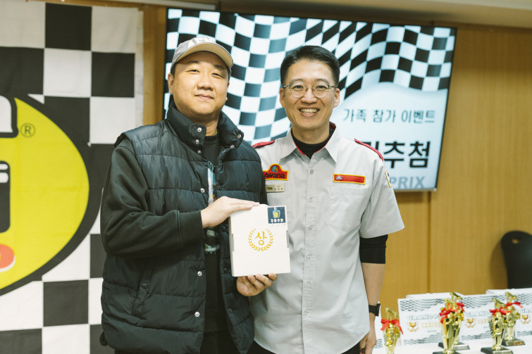 YTo1ODp7czo4OiJGaWxlTmFtZSI7czo0MDoiODM3OGNkZTEtMDlkOC00Mzg1LWI0NTctNjQ0NDI2NjJiYzVkLmpwZyI7czoxMjoiRmlsZURhdGVUaW1lIjtpOjE3NjUwNzg5NTA7czo4OiJGaWxlU2l6ZSI7aToxNDAzMjYxO3M6ODoiRmlsZVR5cGUiO2k6MjtzOjg6Ik1pbWVUeXBlIjtzOjEwOiJpbWFnZS9qcGVnIjtzOjEzOiJTZWN0aW9uc0ZvdW5kIjtzOjMwOiJBTllfVEFHLCBJRkQwLCBUSFVNQk5BSUwsIEVYSUYiO3M6ODoiQ09NUFVURUQiO2E6OTp7czo0OiJodG1sIjtzOjI2OiJ3aWR0aD0iMTc1MiIgaGVpZ2h0PSIxMTY4IiI7czo2OiJIZWlnaHQiO2k6MTE2ODtzOjU6IldpZHRoIjtpOjE3NTI7czo3OiJJc0NvbG9yIjtpOjE7czoxNzoiQnl0ZU9yZGVyTW90b3JvbGEiO2k6MDtzOjE1OiJBcGVydHVyZUZOdW1iZXIiO3M6NToiZi8yLjgiO3M6OToiQ29weXJpZ2h0IjtzOjQ6IllBQkMiO3M6MTg6IlRodW1ibmFpbC5GaWxlVHlwZSI7aToyO3M6MTg6IlRodW1ibmFpbC5NaW1lVHlwZSI7czoxMDoiaW1hZ2UvanBlZyI7fXM6NDoiTWFrZSI7czo0OiJTT05ZIjtzOjU6Ik1vZGVsIjtzOjg6IklMQ0UtN000IjtzOjExOiJYUmVzb2x1dGlvbiI7czo1OiIyNDAvMSI7czoxMToiWVJlc29sdXRpb24iO3M6NToiMjQwLzEiO3M6MTQ6IlJlc29sdXRpb25Vbml0IjtpOjI7czo4OiJTb2Z0d2FyZSI7czo1MjoiQWRvYmUgUGhvdG9zaG9wIExpZ2h0cm9vbSBDbGFzc2ljIDE1LjAuMSAoTWFjaW50b3NoKSI7czo4OiJEYXRlVGltZSI7czoxOToiMjAyNToxMjowNyAxMjozNzoyNSI7czo2OiJBcnRpc3QiO3M6NzoiWUFCQ19TRyI7czo5OiJDb3B5cmlnaHQiO3M6NDoiWUFCQyI7czoxNjoiRXhpZl9JRkRfUG9pbnRlciI7aToyNTQ7czo5OiJUSFVNQk5BSUwiO2E6Njp7czoxMToiQ29tcHJlc3Npb24iO2k6NjtzOjExOiJYUmVzb2x1dGlvbiI7czo0OiI3Mi8xIjtzOjExOiJZUmVzb2x1dGlvbiI7czo0OiI3Mi8xIjtzOjE0OiJSZXNvbHV0aW9uVW5pdCI7aToyO3M6MjE6IkpQRUdJbnRlcmNoYW5nZUZvcm1hdCI7aToxMDQwO3M6Mjc6IkpQRUdJbnRlcmNoYW5nZUZvcm1hdExlbmd0aCI7aToxNzk2Mzt9czoxMjoiRXhwb3N1cmVUaW1lIjtzOjU6IjEvMjUwIjtzOjc6IkZOdW1iZXIiO3M6NToiMjgvMTAiO3M6MTU6IkV4cG9zdXJlUHJvZ3JhbSI7aToxO3M6MTU6IklTT1NwZWVkUmF0aW5ncyI7aTo0MDA7czoxOToiVW5kZWZpbmVkVGFnOjB4ODgzMCI7aToyO3M6MTk6IlVuZGVmaW5lZFRhZzoweDg4MzIiO2k6NDAwO3M6MTE6IkV4aWZWZXJzaW9uIjtzOjQ6IjAyMzIiO3M6MTY6IkRhdGVUaW1lT3JpZ2luYWwiO3M6MTk6IjIwMjU6MTI6MDYgMTE6MjM6NDYiO3M6MTc6IkRhdGVUaW1lRGlnaXRpemVkIjtzOjE5OiIyMDI1OjEyOjA2IDExOjIzOjQ2IjtzOjE5OiJVbmRlZmluZWRUYWc6MHg5MDEwIjtzOjY6IiswOTowMCI7czoxOToiVW5kZWZpbmVkVGFnOjB4OTAxMSI7czo2OiIrMDk6MDAiO3M6MTk6IlVuZGVmaW5lZFRhZzoweDkwMTIiO3M6NjoiKzA5OjAwIjtzOjE3OiJTaHV0dGVyU3BlZWRWYWx1ZSI7czoxNToiNzk2NTc4NC8xMDAwMDAwIjtzOjEzOiJBcGVydHVyZVZhbHVlIjtzOjE1OiIyOTcwODU0LzEwMDAwMDAiO3M6MTU6IkJyaWdodG5lc3NWYWx1ZSI7czo5OiI3NjM0LzI1NjAiO3M6MTc6IkV4cG9zdXJlQmlhc1ZhbHVlIjtzOjQ6IjAvMTAiO3M6MTY6Ik1heEFwZXJ0dXJlVmFsdWUiO3M6NzoiNzYwLzI1NiI7czoxMjoiTWV0ZXJpbmdNb2RlIjtpOjU7czoxMToiTGlnaHRTb3VyY2UiO2k6MDtzOjU6IkZsYXNoIjtpOjEzO3M6MTE6IkZvY2FsTGVuZ3RoIjtzOjY6IjQ5MC8xMCI7czoxODoiU3ViU2VjVGltZU9yaWdpbmFsIjtzOjM6IjU5NCI7czoxOToiU3ViU2VjVGltZURpZ2l0aXplZCI7czozOiI1OTQiO3M6MTA6IkNvbG9yU3BhY2UiO2k6NjU1MzU7czoyMToiRm9jYWxQbGFuZVhSZXNvbHV0aW9uIjtzOjE0OiI2NDQ0OTMzOS8zMjc2OCI7czoyMToiRm9jYWxQbGFuZVlSZXNvbHV0aW9uIjtzOjE0OiI2NDQ0OTMzOS8zMjc2OCI7czoyNDoiRm9jYWxQbGFuZVJlc29sdXRpb25Vbml0IjtpOjM7czoxMDoiRmlsZVNvdXJjZSI7czoxOiIDIjtzOjk6IlNjZW5lVHlwZSI7czoxOiIBIjtzOjE0OiJDdXN0b21SZW5kZXJlZCI7aTowO3M6MTI6IkV4cG9zdXJlTW9kZSI7aToxO3M6MTI6IldoaXRlQmFsYW5jZSI7aToxO3M6MTY6IkRpZ2l0YWxab29tUmF0aW8iO3M6NToiMTYvMTYiO3M6MjE6IkZvY2FsTGVuZ3RoSW4zNW1tRmlsbSI7aTo0OTtzOjE2OiJTY2VuZUNhcHR1cmVUeXBlIjtpOjA7czo4OiJDb250cmFzdCI7aTowO3M6MTA6IlNhdHVyYXRpb24iO2k6MDtzOjk6IlNoYXJwbmVzcyI7aTowO3M6MTk6IlVuZGVmaW5lZFRhZzoweEE0MzIiO2E6NDp7aTowO3M6NjoiMjQwLzEwIjtpOjE7czo2OiI3MDAvMTAiO2k6MjtzOjU6IjI4LzEwIjtpOjM7czo1OiIyOC8xMCI7fXM6MTk6IlVuZGVmaW5lZFRhZzoweEE0MzQiO3M6MjE6IkZFIDI0LTcwbW0gRjIuOCBHTSBJSSI7fQ==