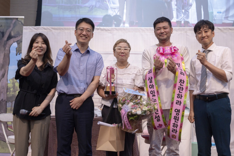 YTo1Nzp7czo4OiJGaWxlTmFtZSI7czo0MDoiODQ0MzJhMWItYzRkMi00NmM0LWEwNTItZTYwOTY1MDczOGU3LmpwZyI7czoxMjoiRmlsZURhdGVUaW1lIjtpOjE3MjU0MjU5ODI7czo4OiJGaWxlU2l6ZSI7aTo3ODYyODE7czo4OiJGaWxlVHlwZSI7aToyO3M6ODoiTWltZVR5cGUiO3M6MTA6ImltYWdlL2pwZWciO3M6MTM6IlNlY3Rpb25zRm91bmQiO3M6MzA6IkFOWV9UQUcsIElGRDAsIFRIVU1CTkFJTCwgRVhJRiI7czo4OiJDT01QVVRFRCI7YToxMDp7czo0OiJodG1sIjtzOjI1OiJ3aWR0aD0iMTQwMiIgaGVpZ2h0PSI5MzQiIjtzOjY6IkhlaWdodCI7aTo5MzQ7czo1OiJXaWR0aCI7aToxNDAyO3M6NzoiSXNDb2xvciI7aToxO3M6MTc6IkJ5dGVPcmRlck1vdG9yb2xhIjtpOjA7czo4OiJDQ0RXaWR0aCI7czozOiI3bW0iO3M6MTU6IkFwZXJ0dXJlRk51bWJlciI7czo1OiJmLzQuMCI7czo5OiJDb3B5cmlnaHQiO3M6NDoiWUFCQyI7czoxODoiVGh1bWJuYWlsLkZpbGVUeXBlIjtpOjI7czoxODoiVGh1bWJuYWlsLk1pbWVUeXBlIjtzOjEwOiJpbWFnZS9qcGVnIjt9czo0OiJNYWtlIjtzOjQ6IlNPTlkiO3M6NToiTW9kZWwiO3M6ODoiSUxDRS03TTQiO3M6MTE6IlhSZXNvbHV0aW9uIjtzOjU6IjI0MC8xIjtzOjExOiJZUmVzb2x1dGlvbiI7czo1OiIyNDAvMSI7czoxNDoiUmVzb2x1dGlvblVuaXQiO2k6MjtzOjg6IlNvZnR3YXJlIjtzOjUyOiJBZG9iZSBQaG90b3Nob3AgTGlnaHRyb29tIENsYXNzaWMgMTMuNS4xIChNYWNpbnRvc2gpIjtzOjg6IkRhdGVUaW1lIjtzOjE5OiIyMDI0OjA5OjA0IDEzOjQ5OjI4IjtzOjY6IkFydGlzdCI7czo3OiJZQUJDX1NHIjtzOjE2OiJZQ2JDclBvc2l0aW9uaW5nIjtpOjI7czoxOToiUmVmZXJlbmNlQmxhY2tXaGl0ZSI7YTo2OntpOjA7czozOiIwLzEiO2k6MTtzOjU6IjI1NS8xIjtpOjI7czo1OiIxMjgvMSI7aTozO3M6NToiMjU1LzEiO2k6NDtzOjU6IjEyOC8xIjtpOjU7czo1OiIyNTUvMSI7fXM6OToiQ29weXJpZ2h0IjtzOjQ6IllBQkMiO3M6MTY6IkV4aWZfSUZEX1BvaW50ZXIiO2k6MzI2O3M6OToiVEhVTUJOQUlMIjthOjY6e3M6MTE6IkNvbXByZXNzaW9uIjtpOjY7czoxMToiWFJlc29sdXRpb24iO3M6NToiMjQwLzEiO3M6MTE6IllSZXNvbHV0aW9uIjtzOjU6IjI0MC8xIjtzOjE0OiJSZXNvbHV0aW9uVW5pdCI7aToyO3M6MjE6IkpQRUdJbnRlcmNoYW5nZUZvcm1hdCI7aTo5OTg7czoyNzoiSlBFR0ludGVyY2hhbmdlRm9ybWF0TGVuZ3RoIjtpOjE4NzgzO31zOjEyOiJFeHBvc3VyZVRpbWUiO3M6NToiMS80MDAiO3M6NzoiRk51bWJlciI7czozOiI0LzEiO3M6MTU6IkV4cG9zdXJlUHJvZ3JhbSI7aToxO3M6MTU6IklTT1NwZWVkUmF0aW5ncyI7aTo2NDA7czoxMToiRXhpZlZlcnNpb24iO3M6NDoiMDIyMSI7czoxNjoiRGF0ZVRpbWVPcmlnaW5hbCI7czoxOToiMjAyNDowODozMSAxNzozNTo1NCI7czoxNzoiRGF0ZVRpbWVEaWdpdGl6ZWQiO3M6MTk6IjIwMjQ6MDg6MzEgMTc6MzU6NTQiO3M6MjM6IkNvbXBvbmVudHNDb25maWd1cmF0aW9uIjtzOjQ6IgECAwAiO3M6MTc6IlNodXR0ZXJTcGVlZFZhbHVlIjtzOjE1OiI4NjQzODU2LzEwMDAwMDAiO3M6MTM6IkFwZXJ0dXJlVmFsdWUiO3M6MzoiNC8xIjtzOjE1OiJCcmlnaHRuZXNzVmFsdWUiO3M6OToiODk0NC8yNTYwIjtzOjE3OiJFeHBvc3VyZUJpYXNWYWx1ZSI7czo0OiIwLzEwIjtzOjE2OiJNYXhBcGVydHVyZVZhbHVlIjtzOjg6IjEwMjQvMjU2IjtzOjEyOiJNZXRlcmluZ01vZGUiO2k6MjU1O3M6MTE6IkxpZ2h0U291cmNlIjtpOjA7czo1OiJGbGFzaCI7aToxNjtzOjExOiJGb2NhbExlbmd0aCI7czo2OiI0ODAvMTAiO3M6MTg6IlN1YlNlY1RpbWVPcmlnaW5hbCI7czozOiIzOTAiO3M6MTk6IlN1YlNlY1RpbWVEaWdpdGl6ZWQiO3M6MzoiMzkwIjtzOjE1OiJGbGFzaFBpeFZlcnNpb24iO3M6NDoiMDEwMCI7czoxMDoiQ29sb3JTcGFjZSI7aTo2NTUzNTtzOjE0OiJFeGlmSW1hZ2VXaWR0aCI7aToxNDAyO3M6MTU6IkV4aWZJbWFnZUxlbmd0aCI7aTo5MzQ7czoyMToiRm9jYWxQbGFuZVhSZXNvbHV0aW9uIjtzOjE0OiI2NDQ0OTMzOS8zMjc2OCI7czoyMToiRm9jYWxQbGFuZVlSZXNvbHV0aW9uIjtzOjE0OiI2NDQ0OTMzOS8zMjc2OCI7czoyNDoiRm9jYWxQbGFuZVJlc29sdXRpb25Vbml0IjtpOjM7czoxMDoiRmlsZVNvdXJjZSI7czoxOiIDIjtzOjk6IlNjZW5lVHlwZSI7czoxOiIBIjtzOjE0OiJDdXN0b21SZW5kZXJlZCI7aTowO3M6MTI6IkV4cG9zdXJlTW9kZSI7aToxO3M6MTI6IldoaXRlQmFsYW5jZSI7aTowO3M6MTY6IkRpZ2l0YWxab29tUmF0aW8iO3M6NToiMTYvMTYiO3M6MjE6IkZvY2FsTGVuZ3RoSW4zNW1tRmlsbSI7aTo0ODtzOjE2OiJTY2VuZUNhcHR1cmVUeXBlIjtpOjA7czo4OiJDb250cmFzdCI7aTowO3M6MTA6IlNhdHVyYXRpb24iO2k6MDtzOjk6IlNoYXJwbmVzcyI7aTowO30=