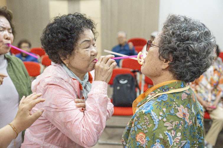 YTo1ODp7czo4OiJGaWxlTmFtZSI7czo0MDoiODU0ZDE4YTktYTA3Ny00Y2RkLWJkMjEtYTkwMGFhZjg3Y2ZmLmpwZyI7czoxMjoiRmlsZURhdGVUaW1lIjtpOjE3NDg1ODU1MTY7czo4OiJGaWxlU2l6ZSI7aTozMjk5MDcwO3M6ODoiRmlsZVR5cGUiO2k6MjtzOjg6Ik1pbWVUeXBlIjtzOjEwOiJpbWFnZS9qcGVnIjtzOjEzOiJTZWN0aW9uc0ZvdW5kIjtzOjMwOiJBTllfVEFHLCBJRkQwLCBUSFVNQk5BSUwsIEVYSUYiO3M6ODoiQ09NUFVURUQiO2E6OTp7czo0OiJodG1sIjtzOjI2OiJ3aWR0aD0iMTc0NSIgaGVpZ2h0PSIxMTYzIiI7czo2OiJIZWlnaHQiO2k6MTE2MztzOjU6IldpZHRoIjtpOjE3NDU7czo3OiJJc0NvbG9yIjtpOjE7czoxNzoiQnl0ZU9yZGVyTW90b3JvbGEiO2k6MDtzOjE1OiJBcGVydHVyZUZOdW1iZXIiO3M6NToiZi8yLjgiO3M6OToiQ29weXJpZ2h0IjtzOjQ6IllBQkMiO3M6MTg6IlRodW1ibmFpbC5GaWxlVHlwZSI7aToyO3M6MTg6IlRodW1ibmFpbC5NaW1lVHlwZSI7czoxMDoiaW1hZ2UvanBlZyI7fXM6NDoiTWFrZSI7czo0OiJTT05ZIjtzOjU6Ik1vZGVsIjtzOjg6IklMQ0UtN000IjtzOjExOiJYUmVzb2x1dGlvbiI7czo1OiIyNDAvMSI7czoxMToiWVJlc29sdXRpb24iO3M6NToiMjQwLzEiO3M6MTQ6IlJlc29sdXRpb25Vbml0IjtpOjI7czo4OiJTb2Z0d2FyZSI7czo1MjoiQWRvYmUgUGhvdG9zaG9wIExpZ2h0cm9vbSBDbGFzc2ljIDE0LjMuMSAoTWFjaW50b3NoKSI7czo4OiJEYXRlVGltZSI7czoxOToiMjAyNTowNTozMCAxNTowODo1NyI7czo2OiJBcnRpc3QiO3M6NzoiWUFCQ19TRyI7czo5OiJDb3B5cmlnaHQiO3M6NDoiWUFCQyI7czoxNjoiRXhpZl9JRkRfUG9pbnRlciI7aToyNTQ7czo5OiJUSFVNQk5BSUwiO2E6Njp7czoxMToiQ29tcHJlc3Npb24iO2k6NjtzOjExOiJYUmVzb2x1dGlvbiI7czo0OiI3Mi8xIjtzOjExOiJZUmVzb2x1dGlvbiI7czo0OiI3Mi8xIjtzOjE0OiJSZXNvbHV0aW9uVW5pdCI7aToyO3M6MjE6IkpQRUdJbnRlcmNoYW5nZUZvcm1hdCI7aToxMDQwO3M6Mjc6IkpQRUdJbnRlcmNoYW5nZUZvcm1hdExlbmd0aCI7aToxODYyOTt9czoxMjoiRXhwb3N1cmVUaW1lIjtzOjY6IjEvMTAwMCI7czo3OiJGTnVtYmVyIjtzOjU6IjI4LzEwIjtzOjE1OiJFeHBvc3VyZVByb2dyYW0iO2k6MTtzOjE1OiJJU09TcGVlZFJhdGluZ3MiO2k6MjAwMDtzOjE5OiJVbmRlZmluZWRUYWc6MHg4ODMwIjtpOjI7czoxOToiVW5kZWZpbmVkVGFnOjB4ODgzMiI7aToyMDAwO3M6MTE6IkV4aWZWZXJzaW9uIjtzOjQ6IjAyMzIiO3M6MTY6IkRhdGVUaW1lT3JpZ2luYWwiO3M6MTk6IjIwMjU6MDU6MzAgMTE6NTQ6MDIiO3M6MTc6IkRhdGVUaW1lRGlnaXRpemVkIjtzOjE5OiIyMDI1OjA1OjMwIDExOjU0OjAyIjtzOjE5OiJVbmRlZmluZWRUYWc6MHg5MDEwIjtzOjY6IiswOTowMCI7czoxOToiVW5kZWZpbmVkVGFnOjB4OTAxMSI7czo2OiIrMDk6MDAiO3M6MTk6IlVuZGVmaW5lZFRhZzoweDkwMTIiO3M6NjoiKzA5OjAwIjtzOjE3OiJTaHV0dGVyU3BlZWRWYWx1ZSI7czoxNToiOTk2NTc4NC8xMDAwMDAwIjtzOjEzOiJBcGVydHVyZVZhbHVlIjtzOjE1OiIyOTcwODU0LzEwMDAwMDAiO3M6MTU6IkJyaWdodG5lc3NWYWx1ZSI7czo5OiI1NjM0LzI1NjAiO3M6MTc6IkV4cG9zdXJlQmlhc1ZhbHVlIjtzOjQ6IjAvMTAiO3M6MTY6Ik1heEFwZXJ0dXJlVmFsdWUiO3M6NzoiNzYwLzI1NiI7czoxMjoiTWV0ZXJpbmdNb2RlIjtpOjU7czoxMToiTGlnaHRTb3VyY2UiO2k6MDtzOjU6IkZsYXNoIjtpOjE2O3M6MTE6IkZvY2FsTGVuZ3RoIjtzOjY6IjM3MC8xMCI7czoxODoiU3ViU2VjVGltZU9yaWdpbmFsIjtzOjM6IjIwOSI7czoxOToiU3ViU2VjVGltZURpZ2l0aXplZCI7czozOiIyMDkiO3M6MTA6IkNvbG9yU3BhY2UiO2k6NjU1MzU7czoyMToiRm9jYWxQbGFuZVhSZXNvbHV0aW9uIjtzOjE0OiI2NDQ0OTMzOS8zMjc2OCI7czoyMToiRm9jYWxQbGFuZVlSZXNvbHV0aW9uIjtzOjE0OiI2NDQ0OTMzOS8zMjc2OCI7czoyNDoiRm9jYWxQbGFuZVJlc29sdXRpb25Vbml0IjtpOjM7czoxMDoiRmlsZVNvdXJjZSI7czoxOiIDIjtzOjk6IlNjZW5lVHlwZSI7czoxOiIBIjtzOjE0OiJDdXN0b21SZW5kZXJlZCI7aTowO3M6MTI6IkV4cG9zdXJlTW9kZSI7aToxO3M6MTI6IldoaXRlQmFsYW5jZSI7aToxO3M6MTY6IkRpZ2l0YWxab29tUmF0aW8iO3M6NToiMTYvMTYiO3M6MjE6IkZvY2FsTGVuZ3RoSW4zNW1tRmlsbSI7aTozNztzOjE2OiJTY2VuZUNhcHR1cmVUeXBlIjtpOjA7czo4OiJDb250cmFzdCI7aTowO3M6MTA6IlNhdHVyYXRpb24iO2k6MDtzOjk6IlNoYXJwbmVzcyI7aTowO3M6MTk6IlVuZGVmaW5lZFRhZzoweEE0MzIiO2E6NDp7aTowO3M6NjoiMjQwLzEwIjtpOjE7czo2OiI3MDAvMTAiO2k6MjtzOjU6IjI4LzEwIjtpOjM7czo1OiIyOC8xMCI7fXM6MTk6IlVuZGVmaW5lZFRhZzoweEE0MzQiO3M6MjE6IkZFIDI0LTcwbW0gRjIuOCBHTSBJSSI7fQ==