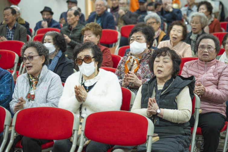 YTo1ODp7czo4OiJGaWxlTmFtZSI7czo0MDoiODg4Y2QyMjctNTJmOS00NDBlLWJlZjctN2M3OGNlYTRlYmNiLmpwZyI7czoxMjoiRmlsZURhdGVUaW1lIjtpOjE3NDIwMjQ1MDQ7czo4OiJGaWxlU2l6ZSI7aToxNTUxNzQyO3M6ODoiRmlsZVR5cGUiO2k6MjtzOjg6Ik1pbWVUeXBlIjtzOjEwOiJpbWFnZS9qcGVnIjtzOjEzOiJTZWN0aW9uc0ZvdW5kIjtzOjMwOiJBTllfVEFHLCBJRkQwLCBUSFVNQk5BSUwsIEVYSUYiO3M6ODoiQ09NUFVURUQiO2E6OTp7czo0OiJodG1sIjtzOjI2OiJ3aWR0aD0iMTc1MiIgaGVpZ2h0PSIxMTY4IiI7czo2OiJIZWlnaHQiO2k6MTE2ODtzOjU6IldpZHRoIjtpOjE3NTI7czo3OiJJc0NvbG9yIjtpOjE7czoxNzoiQnl0ZU9yZGVyTW90b3JvbGEiO2k6MDtzOjE1OiJBcGVydHVyZUZOdW1iZXIiO3M6NToiZi80LjAiO3M6OToiQ29weXJpZ2h0IjtzOjQ6IllBQkMiO3M6MTg6IlRodW1ibmFpbC5GaWxlVHlwZSI7aToyO3M6MTg6IlRodW1ibmFpbC5NaW1lVHlwZSI7czoxMDoiaW1hZ2UvanBlZyI7fXM6NDoiTWFrZSI7czo0OiJTT05ZIjtzOjU6Ik1vZGVsIjtzOjg6IklMQ0UtN000IjtzOjExOiJYUmVzb2x1dGlvbiI7czo1OiIyNDAvMSI7czoxMToiWVJlc29sdXRpb24iO3M6NToiMjQwLzEiO3M6MTQ6IlJlc29sdXRpb25Vbml0IjtpOjI7czo4OiJTb2Z0d2FyZSI7czo1MDoiQWRvYmUgUGhvdG9zaG9wIExpZ2h0cm9vbSBDbGFzc2ljIDE0LjIgKE1hY2ludG9zaCkiO3M6ODoiRGF0ZVRpbWUiO3M6MTk6IjIwMjU6MDM6MTUgMTU6NTE6MzkiO3M6NjoiQXJ0aXN0IjtzOjc6IllBQkNfU0ciO3M6OToiQ29weXJpZ2h0IjtzOjQ6IllBQkMiO3M6MTY6IkV4aWZfSUZEX1BvaW50ZXIiO2k6MjUyO3M6OToiVEhVTUJOQUlMIjthOjY6e3M6MTE6IkNvbXByZXNzaW9uIjtpOjY7czoxMToiWFJlc29sdXRpb24iO3M6NDoiNzIvMSI7czoxMToiWVJlc29sdXRpb24iO3M6NDoiNzIvMSI7czoxNDoiUmVzb2x1dGlvblVuaXQiO2k6MjtzOjIxOiJKUEVHSW50ZXJjaGFuZ2VGb3JtYXQiO2k6MTAzODtzOjI3OiJKUEVHSW50ZXJjaGFuZ2VGb3JtYXRMZW5ndGgiO2k6MjA2Njk7fXM6MTI6IkV4cG9zdXJlVGltZSI7czo1OiIxLzEyNSI7czo3OiJGTnVtYmVyIjtzOjM6IjQvMSI7czoxNToiRXhwb3N1cmVQcm9ncmFtIjtpOjE7czoxNToiSVNPU3BlZWRSYXRpbmdzIjtpOjUwMDtzOjE5OiJVbmRlZmluZWRUYWc6MHg4ODMwIjtpOjI7czoxOToiVW5kZWZpbmVkVGFnOjB4ODgzMiI7aTo1MDA7czoxMToiRXhpZlZlcnNpb24iO3M6NDoiMDIzMiI7czoxNjoiRGF0ZVRpbWVPcmlnaW5hbCI7czoxOToiMjAyNTowMzoxNCAwOTo1OTowMSI7czoxNzoiRGF0ZVRpbWVEaWdpdGl6ZWQiO3M6MTk6IjIwMjU6MDM6MTQgMDk6NTk6MDEiO3M6MTk6IlVuZGVmaW5lZFRhZzoweDkwMTAiO3M6NjoiKzA5OjAwIjtzOjE5OiJVbmRlZmluZWRUYWc6MHg5MDExIjtzOjY6IiswOTowMCI7czoxOToiVW5kZWZpbmVkVGFnOjB4OTAxMiI7czo2OiIrMDk6MDAiO3M6MTc6IlNodXR0ZXJTcGVlZFZhbHVlIjtzOjE1OiI2OTY1Nzg0LzEwMDAwMDAiO3M6MTM6IkFwZXJ0dXJlVmFsdWUiO3M6MzoiNC8xIjtzOjE1OiJCcmlnaHRuZXNzVmFsdWUiO3M6OToiNDQ1NC8yNTYwIjtzOjE3OiJFeHBvc3VyZUJpYXNWYWx1ZSI7czo0OiIwLzEwIjtzOjE2OiJNYXhBcGVydHVyZVZhbHVlIjtzOjg6IjEwMjQvMjU2IjtzOjEyOiJNZXRlcmluZ01vZGUiO2k6NTtzOjExOiJMaWdodFNvdXJjZSI7aTowO3M6NToiRmxhc2giO2k6MTY7czoxMToiRm9jYWxMZW5ndGgiO3M6NzoiMTAzMC8xMCI7czoxODoiU3ViU2VjVGltZU9yaWdpbmFsIjtzOjM6IjQxNSI7czoxOToiU3ViU2VjVGltZURpZ2l0aXplZCI7czozOiI0MTUiO3M6MTA6IkNvbG9yU3BhY2UiO2k6NjU1MzU7czoyMToiRm9jYWxQbGFuZVhSZXNvbHV0aW9uIjtzOjE0OiI2NDQ0OTMzOS8zMjc2OCI7czoyMToiRm9jYWxQbGFuZVlSZXNvbHV0aW9uIjtzOjE0OiI2NDQ0OTMzOS8zMjc2OCI7czoyNDoiRm9jYWxQbGFuZVJlc29sdXRpb25Vbml0IjtpOjM7czoxMDoiRmlsZVNvdXJjZSI7czoxOiIDIjtzOjk6IlNjZW5lVHlwZSI7czoxOiIBIjtzOjE0OiJDdXN0b21SZW5kZXJlZCI7aTowO3M6MTI6IkV4cG9zdXJlTW9kZSI7aToxO3M6MTI6IldoaXRlQmFsYW5jZSI7aTowO3M6MTY6IkRpZ2l0YWxab29tUmF0aW8iO3M6NToiMTYvMTYiO3M6MjE6IkZvY2FsTGVuZ3RoSW4zNW1tRmlsbSI7aToxMDM7czoxNjoiU2NlbmVDYXB0dXJlVHlwZSI7aTowO3M6ODoiQ29udHJhc3QiO2k6MDtzOjEwOiJTYXR1cmF0aW9uIjtpOjA7czo5OiJTaGFycG5lc3MiO2k6MDtzOjE5OiJVbmRlZmluZWRUYWc6MHhBNDMyIjthOjQ6e2k6MDtzOjY6IjcwMC8xMCI7aToxO3M6NzoiMjAwMC8xMCI7aToyO3M6NToiNDAvMTAiO2k6MztzOjU6IjQwLzEwIjt9czoxOToiVW5kZWZpbmVkVGFnOjB4QTQzNCI7czoyMDoiRkUgNzAtMjAwbW0gRjQgRyBPU1MiO30=