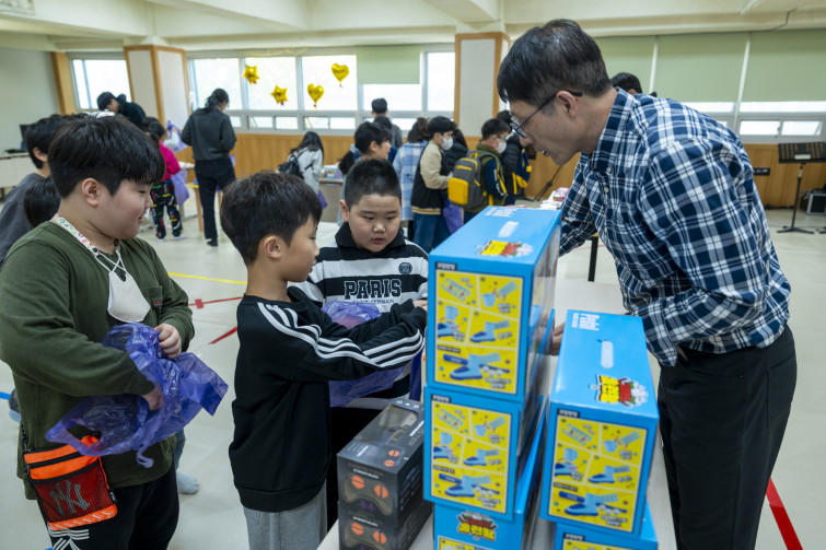 YTo1ODp7czo4OiJGaWxlTmFtZSI7czo0MDoiOGE0NDA2YzItMTVjMC00OTExLTg5M2EtZDYxMTE1MDU2YTQyLmpwZyI7czoxMjoiRmlsZURhdGVUaW1lIjtpOjE3NjQzMTgxMDI7czo4OiJGaWxlU2l6ZSI7aToxNDk2NzM2O3M6ODoiRmlsZVR5cGUiO2k6MjtzOjg6Ik1pbWVUeXBlIjtzOjEwOiJpbWFnZS9qcGVnIjtzOjEzOiJTZWN0aW9uc0ZvdW5kIjtzOjMwOiJBTllfVEFHLCBJRkQwLCBUSFVNQk5BSUwsIEVYSUYiO3M6ODoiQ09NUFVURUQiO2E6OTp7czo0OiJodG1sIjtzOjI2OiJ3aWR0aD0iMTc1MiIgaGVpZ2h0PSIxMTY4IiI7czo2OiJIZWlnaHQiO2k6MTE2ODtzOjU6IldpZHRoIjtpOjE3NTI7czo3OiJJc0NvbG9yIjtpOjE7czoxNzoiQnl0ZU9yZGVyTW90b3JvbGEiO2k6MDtzOjE1OiJBcGVydHVyZUZOdW1iZXIiO3M6NToiZi8zLjIiO3M6OToiQ29weXJpZ2h0IjtzOjQ6IllBQkMiO3M6MTg6IlRodW1ibmFpbC5GaWxlVHlwZSI7aToyO3M6MTg6IlRodW1ibmFpbC5NaW1lVHlwZSI7czoxMDoiaW1hZ2UvanBlZyI7fXM6NDoiTWFrZSI7czo0OiJTT05ZIjtzOjU6Ik1vZGVsIjtzOjg6IklMQ0UtN000IjtzOjExOiJYUmVzb2x1dGlvbiI7czo1OiIyNDAvMSI7czoxMToiWVJlc29sdXRpb24iO3M6NToiMjQwLzEiO3M6MTQ6IlJlc29sdXRpb25Vbml0IjtpOjI7czo4OiJTb2Z0d2FyZSI7czo1MjoiQWRvYmUgUGhvdG9zaG9wIExpZ2h0cm9vbSBDbGFzc2ljIDE1LjAuMSAoTWFjaW50b3NoKSI7czo4OiJEYXRlVGltZSI7czoxOToiMjAyNToxMToyOCAxNzoxNTo0MiI7czo2OiJBcnRpc3QiO3M6NzoiWUFCQ19TRyI7czo5OiJDb3B5cmlnaHQiO3M6NDoiWUFCQyI7czoxNjoiRXhpZl9JRkRfUG9pbnRlciI7aToyNTQ7czo5OiJUSFVNQk5BSUwiO2E6Njp7czoxMToiQ29tcHJlc3Npb24iO2k6NjtzOjExOiJYUmVzb2x1dGlvbiI7czo0OiI3Mi8xIjtzOjExOiJZUmVzb2x1dGlvbiI7czo0OiI3Mi8xIjtzOjE0OiJSZXNvbHV0aW9uVW5pdCI7aToyO3M6MjE6IkpQRUdJbnRlcmNoYW5nZUZvcm1hdCI7aToxMDQwO3M6Mjc6IkpQRUdJbnRlcmNoYW5nZUZvcm1hdExlbmd0aCI7aToyMjg4Mzt9czoxMjoiRXhwb3N1cmVUaW1lIjtzOjU6IjEvMTI1IjtzOjc6IkZOdW1iZXIiO3M6NToiMzIvMTAiO3M6MTU6IkV4cG9zdXJlUHJvZ3JhbSI7aToxO3M6MTU6IklTT1NwZWVkUmF0aW5ncyI7aTo2NDA7czoxOToiVW5kZWZpbmVkVGFnOjB4ODgzMCI7aToyO3M6MTk6IlVuZGVmaW5lZFRhZzoweDg4MzIiO2k6NjQwO3M6MTE6IkV4aWZWZXJzaW9uIjtzOjQ6IjAyMzIiO3M6MTY6IkRhdGVUaW1lT3JpZ2luYWwiO3M6MTk6IjIwMjU6MTE6MjMgMTI6Mjc6MzIiO3M6MTc6IkRhdGVUaW1lRGlnaXRpemVkIjtzOjE5OiIyMDI1OjExOjIzIDEyOjI3OjMyIjtzOjE5OiJVbmRlZmluZWRUYWc6MHg5MDEwIjtzOjY6IiswOTowMCI7czoxOToiVW5kZWZpbmVkVGFnOjB4OTAxMSI7czo2OiIrMDk6MDAiO3M6MTk6IlVuZGVmaW5lZFRhZzoweDkwMTIiO3M6NjoiKzA5OjAwIjtzOjE3OiJTaHV0dGVyU3BlZWRWYWx1ZSI7czoxNToiNjk2NTc4NC8xMDAwMDAwIjtzOjEzOiJBcGVydHVyZVZhbHVlIjtzOjE1OiIzMzU2MTQ0LzEwMDAwMDAiO3M6MTU6IkJyaWdodG5lc3NWYWx1ZSI7czo5OiI3NjE0LzI1NjAiO3M6MTc6IkV4cG9zdXJlQmlhc1ZhbHVlIjtzOjQ6IjAvMTAiO3M6MTY6Ik1heEFwZXJ0dXJlVmFsdWUiO3M6NzoiNzYwLzI1NiI7czoxMjoiTWV0ZXJpbmdNb2RlIjtpOjU7czoxMToiTGlnaHRTb3VyY2UiO2k6MDtzOjU6IkZsYXNoIjtpOjE2O3M6MTE6IkZvY2FsTGVuZ3RoIjtzOjY6IjI0MC8xMCI7czoxODoiU3ViU2VjVGltZU9yaWdpbmFsIjtzOjM6IjIzMyI7czoxOToiU3ViU2VjVGltZURpZ2l0aXplZCI7czozOiIyMzMiO3M6MTA6IkNvbG9yU3BhY2UiO2k6NjU1MzU7czoyMToiRm9jYWxQbGFuZVhSZXNvbHV0aW9uIjtzOjE0OiI2NDQ0OTMzOS8zMjc2OCI7czoyMToiRm9jYWxQbGFuZVlSZXNvbHV0aW9uIjtzOjE0OiI2NDQ0OTMzOS8zMjc2OCI7czoyNDoiRm9jYWxQbGFuZVJlc29sdXRpb25Vbml0IjtpOjM7czoxMDoiRmlsZVNvdXJjZSI7czoxOiIDIjtzOjk6IlNjZW5lVHlwZSI7czoxOiIBIjtzOjE0OiJDdXN0b21SZW5kZXJlZCI7aTowO3M6MTI6IkV4cG9zdXJlTW9kZSI7aToxO3M6MTI6IldoaXRlQmFsYW5jZSI7aToxO3M6MTY6IkRpZ2l0YWxab29tUmF0aW8iO3M6NToiMTYvMTYiO3M6MjE6IkZvY2FsTGVuZ3RoSW4zNW1tRmlsbSI7aToyNDtzOjE2OiJTY2VuZUNhcHR1cmVUeXBlIjtpOjA7czo4OiJDb250cmFzdCI7aTowO3M6MTA6IlNhdHVyYXRpb24iO2k6MDtzOjk6IlNoYXJwbmVzcyI7aTowO3M6MTk6IlVuZGVmaW5lZFRhZzoweEE0MzIiO2E6NDp7aTowO3M6NjoiMjQwLzEwIjtpOjE7czo2OiI3MDAvMTAiO2k6MjtzOjU6IjI4LzEwIjtpOjM7czo1OiIyOC8xMCI7fXM6MTk6IlVuZGVmaW5lZFRhZzoweEE0MzQiO3M6MjE6IkZFIDI0LTcwbW0gRjIuOCBHTSBJSSI7fQ==