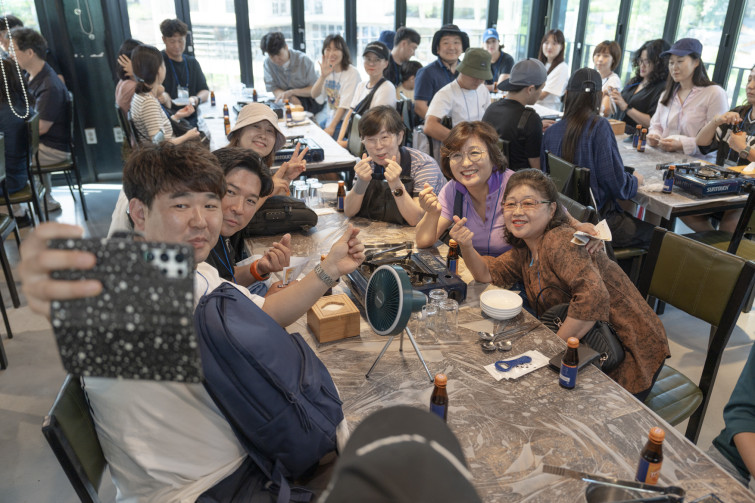 YTo1ODp7czo4OiJGaWxlTmFtZSI7czo0MDoiOGZjOTQ4NDYtNTg2Mi00NTk5LTljY2MtNTE4ZjdhNTQ4MjI1LmpwZyI7czoxMjoiRmlsZURhdGVUaW1lIjtpOjE3NTcyMjM3MDc7czo4OiJGaWxlU2l6ZSI7aToxNTc3NTU3O3M6ODoiRmlsZVR5cGUiO2k6MjtzOjg6Ik1pbWVUeXBlIjtzOjEwOiJpbWFnZS9qcGVnIjtzOjEzOiJTZWN0aW9uc0ZvdW5kIjtzOjMwOiJBTllfVEFHLCBJRkQwLCBUSFVNQk5BSUwsIEVYSUYiO3M6ODoiQ09NUFVURUQiO2E6OTp7czo0OiJodG1sIjtzOjI2OiJ3aWR0aD0iMTc1MiIgaGVpZ2h0PSIxMTY4IiI7czo2OiJIZWlnaHQiO2k6MTE2ODtzOjU6IldpZHRoIjtpOjE3NTI7czo3OiJJc0NvbG9yIjtpOjE7czoxNzoiQnl0ZU9yZGVyTW90b3JvbGEiO2k6MDtzOjE1OiJBcGVydHVyZUZOdW1iZXIiO3M6NToiZi8yLjgiO3M6OToiQ29weXJpZ2h0IjtzOjQ6IllBQkMiO3M6MTg6IlRodW1ibmFpbC5GaWxlVHlwZSI7aToyO3M6MTg6IlRodW1ibmFpbC5NaW1lVHlwZSI7czoxMDoiaW1hZ2UvanBlZyI7fXM6NDoiTWFrZSI7czo0OiJTT05ZIjtzOjU6Ik1vZGVsIjtzOjg6IklMQ0UtN000IjtzOjExOiJYUmVzb2x1dGlvbiI7czo1OiIyNDAvMSI7czoxMToiWVJlc29sdXRpb24iO3M6NToiMjQwLzEiO3M6MTQ6IlJlc29sdXRpb25Vbml0IjtpOjI7czo4OiJTb2Z0d2FyZSI7czo1MjoiQWRvYmUgUGhvdG9zaG9wIExpZ2h0cm9vbSBDbGFzc2ljIDE0LjUuMSAoTWFjaW50b3NoKSI7czo4OiJEYXRlVGltZSI7czoxOToiMjAyNTowOTowNyAxNDozOTo1NCI7czo2OiJBcnRpc3QiO3M6NzoiWUFCQ19TRyI7czo5OiJDb3B5cmlnaHQiO3M6NDoiWUFCQyI7czoxNjoiRXhpZl9JRkRfUG9pbnRlciI7aToyNTQ7czo5OiJUSFVNQk5BSUwiO2E6Njp7czoxMToiQ29tcHJlc3Npb24iO2k6NjtzOjExOiJYUmVzb2x1dGlvbiI7czo0OiI3Mi8xIjtzOjExOiJZUmVzb2x1dGlvbiI7czo0OiI3Mi8xIjtzOjE0OiJSZXNvbHV0aW9uVW5pdCI7aToyO3M6MjE6IkpQRUdJbnRlcmNoYW5nZUZvcm1hdCI7aToxMDQwO3M6Mjc6IkpQRUdJbnRlcmNoYW5nZUZvcm1hdExlbmd0aCI7aToyMDk3Mzt9czoxMjoiRXhwb3N1cmVUaW1lIjtzOjU6IjEvMTYwIjtzOjc6IkZOdW1iZXIiO3M6NToiMjgvMTAiO3M6MTU6IkV4cG9zdXJlUHJvZ3JhbSI7aToxO3M6MTU6IklTT1NwZWVkUmF0aW5ncyI7aTozMjA7czoxOToiVW5kZWZpbmVkVGFnOjB4ODgzMCI7aToyO3M6MTk6IlVuZGVmaW5lZFRhZzoweDg4MzIiO2k6MzIwO3M6MTE6IkV4aWZWZXJzaW9uIjtzOjQ6IjAyMzIiO3M6MTY6IkRhdGVUaW1lT3JpZ2luYWwiO3M6MTk6IjIwMjU6MDk6MDYgMTU6Mzk6NTkiO3M6MTc6IkRhdGVUaW1lRGlnaXRpemVkIjtzOjE5OiIyMDI1OjA5OjA2IDE1OjM5OjU5IjtzOjE5OiJVbmRlZmluZWRUYWc6MHg5MDEwIjtzOjY6IiswOTowMCI7czoxOToiVW5kZWZpbmVkVGFnOjB4OTAxMSI7czo2OiIrMDk6MDAiO3M6MTk6IlVuZGVmaW5lZFRhZzoweDkwMTIiO3M6NjoiKzA5OjAwIjtzOjE3OiJTaHV0dGVyU3BlZWRWYWx1ZSI7czoxNToiNzMyMTkyOC8xMDAwMDAwIjtzOjEzOiJBcGVydHVyZVZhbHVlIjtzOjE1OiIyOTcwODU0LzEwMDAwMDAiO3M6MTU6IkJyaWdodG5lc3NWYWx1ZSI7czo5OiI2NDQ0LzI1NjAiO3M6MTc6IkV4cG9zdXJlQmlhc1ZhbHVlIjtzOjQ6IjAvMTAiO3M6MTY6Ik1heEFwZXJ0dXJlVmFsdWUiO3M6NzoiNzYwLzI1NiI7czoxMjoiTWV0ZXJpbmdNb2RlIjtpOjU7czoxMToiTGlnaHRTb3VyY2UiO2k6MDtzOjU6IkZsYXNoIjtpOjEzO3M6MTE6IkZvY2FsTGVuZ3RoIjtzOjY6IjI4MC8xMCI7czoxODoiU3ViU2VjVGltZU9yaWdpbmFsIjtzOjM6IjQzNCI7czoxOToiU3ViU2VjVGltZURpZ2l0aXplZCI7czozOiI0MzQiO3M6MTA6IkNvbG9yU3BhY2UiO2k6NjU1MzU7czoyMToiRm9jYWxQbGFuZVhSZXNvbHV0aW9uIjtzOjE0OiI2NDQ0OTMzOS8zMjc2OCI7czoyMToiRm9jYWxQbGFuZVlSZXNvbHV0aW9uIjtzOjE0OiI2NDQ0OTMzOS8zMjc2OCI7czoyNDoiRm9jYWxQbGFuZVJlc29sdXRpb25Vbml0IjtpOjM7czoxMDoiRmlsZVNvdXJjZSI7czoxOiIDIjtzOjk6IlNjZW5lVHlwZSI7czoxOiIBIjtzOjE0OiJDdXN0b21SZW5kZXJlZCI7aTowO3M6MTI6IkV4cG9zdXJlTW9kZSI7aToxO3M6MTI6IldoaXRlQmFsYW5jZSI7aToxO3M6MTY6IkRpZ2l0YWxab29tUmF0aW8iO3M6NToiMTYvMTYiO3M6MjE6IkZvY2FsTGVuZ3RoSW4zNW1tRmlsbSI7aToyODtzOjE2OiJTY2VuZUNhcHR1cmVUeXBlIjtpOjA7czo4OiJDb250cmFzdCI7aTowO3M6MTA6IlNhdHVyYXRpb24iO2k6MDtzOjk6IlNoYXJwbmVzcyI7aTowO3M6MTk6IlVuZGVmaW5lZFRhZzoweEE0MzIiO2E6NDp7aTowO3M6NjoiMjQwLzEwIjtpOjE7czo2OiI3MDAvMTAiO2k6MjtzOjU6IjI4LzEwIjtpOjM7czo1OiIyOC8xMCI7fXM6MTk6IlVuZGVmaW5lZFRhZzoweEE0MzQiO3M6MjE6IkZFIDI0LTcwbW0gRjIuOCBHTSBJSSI7fQ==