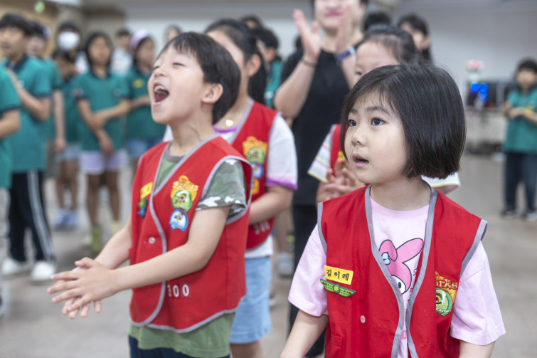 YTo1ODp7czo4OiJGaWxlTmFtZSI7czo0MDoiOWQ3ZmE5N2QtNDQ1OC00ZTU0LTlmMmUtZWM5MWQ1OWZkYTY2LmpwZyI7czoxMjoiRmlsZURhdGVUaW1lIjtpOjE3NTA0ODMyMjQ7czo4OiJGaWxlU2l6ZSI7aToxMjQ4NTM5O3M6ODoiRmlsZVR5cGUiO2k6MjtzOjg6Ik1pbWVUeXBlIjtzOjEwOiJpbWFnZS9qcGVnIjtzOjEzOiJTZWN0aW9uc0ZvdW5kIjtzOjMwOiJBTllfVEFHLCBJRkQwLCBUSFVNQk5BSUwsIEVYSUYiO3M6ODoiQ09NUFVURUQiO2E6OTp7czo0OiJodG1sIjtzOjI2OiJ3aWR0aD0iMTc1MiIgaGVpZ2h0PSIxMTY4IiI7czo2OiJIZWlnaHQiO2k6MTE2ODtzOjU6IldpZHRoIjtpOjE3NTI7czo3OiJJc0NvbG9yIjtpOjE7czoxNzoiQnl0ZU9yZGVyTW90b3JvbGEiO2k6MDtzOjE1OiJBcGVydHVyZUZOdW1iZXIiO3M6NToiZi8yLjgiO3M6OToiQ29weXJpZ2h0IjtzOjQ6IllBQkMiO3M6MTg6IlRodW1ibmFpbC5GaWxlVHlwZSI7aToyO3M6MTg6IlRodW1ibmFpbC5NaW1lVHlwZSI7czoxMDoiaW1hZ2UvanBlZyI7fXM6NDoiTWFrZSI7czo0OiJTT05ZIjtzOjU6Ik1vZGVsIjtzOjg6IklMQ0UtN000IjtzOjExOiJYUmVzb2x1dGlvbiI7czo1OiIyNDAvMSI7czoxMToiWVJlc29sdXRpb24iO3M6NToiMjQwLzEiO3M6MTQ6IlJlc29sdXRpb25Vbml0IjtpOjI7czo4OiJTb2Z0d2FyZSI7czo1MjoiQWRvYmUgUGhvdG9zaG9wIExpZ2h0cm9vbSBDbGFzc2ljIDE0LjMuMSAoTWFjaW50b3NoKSI7czo4OiJEYXRlVGltZSI7czoxOToiMjAyNTowNjoyMSAxNDoxNDowMiI7czo2OiJBcnRpc3QiO3M6NzoiWUFCQ19TRyI7czo5OiJDb3B5cmlnaHQiO3M6NDoiWUFCQyI7czoxNjoiRXhpZl9JRkRfUG9pbnRlciI7aToyNTQ7czo5OiJUSFVNQk5BSUwiO2E6Njp7czoxMToiQ29tcHJlc3Npb24iO2k6NjtzOjExOiJYUmVzb2x1dGlvbiI7czo0OiI3Mi8xIjtzOjExOiJZUmVzb2x1dGlvbiI7czo0OiI3Mi8xIjtzOjE0OiJSZXNvbHV0aW9uVW5pdCI7aToyO3M6MjE6IkpQRUdJbnRlcmNoYW5nZUZvcm1hdCI7aToxMDQwO3M6Mjc6IkpQRUdJbnRlcmNoYW5nZUZvcm1hdExlbmd0aCI7aToxNzkzMTt9czoxMjoiRXhwb3N1cmVUaW1lIjtzOjU6IjEvMTYwIjtzOjc6IkZOdW1iZXIiO3M6NToiMjgvMTAiO3M6MTU6IkV4cG9zdXJlUHJvZ3JhbSI7aToxO3M6MTU6IklTT1NwZWVkUmF0aW5ncyI7aTo0MDA7czoxOToiVW5kZWZpbmVkVGFnOjB4ODgzMCI7aToyO3M6MTk6IlVuZGVmaW5lZFRhZzoweDg4MzIiO2k6NDAwO3M6MTE6IkV4aWZWZXJzaW9uIjtzOjQ6IjAyMzIiO3M6MTY6IkRhdGVUaW1lT3JpZ2luYWwiO3M6MTk6IjIwMjU6MDY6MjEgMDk6NTU6MTciO3M6MTc6IkRhdGVUaW1lRGlnaXRpemVkIjtzOjE5OiIyMDI1OjA2OjIxIDA5OjU1OjE3IjtzOjE5OiJVbmRlZmluZWRUYWc6MHg5MDEwIjtzOjY6IiswOTowMCI7czoxOToiVW5kZWZpbmVkVGFnOjB4OTAxMSI7czo2OiIrMDk6MDAiO3M6MTk6IlVuZGVmaW5lZFRhZzoweDkwMTIiO3M6NjoiKzA5OjAwIjtzOjE3OiJTaHV0dGVyU3BlZWRWYWx1ZSI7czoxNToiNzMyMTkyOC8xMDAwMDAwIjtzOjEzOiJBcGVydHVyZVZhbHVlIjtzOjE1OiIyOTcwODU0LzEwMDAwMDAiO3M6MTU6IkJyaWdodG5lc3NWYWx1ZSI7czo5OiI1MzA0LzI1NjAiO3M6MTc6IkV4cG9zdXJlQmlhc1ZhbHVlIjtzOjQ6IjAvMTAiO3M6MTY6Ik1heEFwZXJ0dXJlVmFsdWUiO3M6NzoiNzYwLzI1NiI7czoxMjoiTWV0ZXJpbmdNb2RlIjtpOjU7czoxMToiTGlnaHRTb3VyY2UiO2k6MDtzOjU6IkZsYXNoIjtpOjEzO3M6MTE6IkZvY2FsTGVuZ3RoIjtzOjY6IjUwMC8xMCI7czoxODoiU3ViU2VjVGltZU9yaWdpbmFsIjtzOjM6IjM2NyI7czoxOToiU3ViU2VjVGltZURpZ2l0aXplZCI7czozOiIzNjciO3M6MTA6IkNvbG9yU3BhY2UiO2k6NjU1MzU7czoyMToiRm9jYWxQbGFuZVhSZXNvbHV0aW9uIjtzOjE0OiI2NDQ0OTMzOS8zMjc2OCI7czoyMToiRm9jYWxQbGFuZVlSZXNvbHV0aW9uIjtzOjE0OiI2NDQ0OTMzOS8zMjc2OCI7czoyNDoiRm9jYWxQbGFuZVJlc29sdXRpb25Vbml0IjtpOjM7czoxMDoiRmlsZVNvdXJjZSI7czoxOiIDIjtzOjk6IlNjZW5lVHlwZSI7czoxOiIBIjtzOjE0OiJDdXN0b21SZW5kZXJlZCI7aTowO3M6MTI6IkV4cG9zdXJlTW9kZSI7aToxO3M6MTI6IldoaXRlQmFsYW5jZSI7aToxO3M6MTY6IkRpZ2l0YWxab29tUmF0aW8iO3M6NToiMTYvMTYiO3M6MjE6IkZvY2FsTGVuZ3RoSW4zNW1tRmlsbSI7aTo1MDtzOjE2OiJTY2VuZUNhcHR1cmVUeXBlIjtpOjA7czo4OiJDb250cmFzdCI7aTowO3M6MTA6IlNhdHVyYXRpb24iO2k6MDtzOjk6IlNoYXJwbmVzcyI7aTowO3M6MTk6IlVuZGVmaW5lZFRhZzoweEE0MzIiO2E6NDp7aTowO3M6NjoiMjQwLzEwIjtpOjE7czo2OiI3MDAvMTAiO2k6MjtzOjU6IjI4LzEwIjtpOjM7czo1OiIyOC8xMCI7fXM6MTk6IlVuZGVmaW5lZFRhZzoweEE0MzQiO3M6MjE6IkZFIDI0LTcwbW0gRjIuOCBHTSBJSSI7fQ==