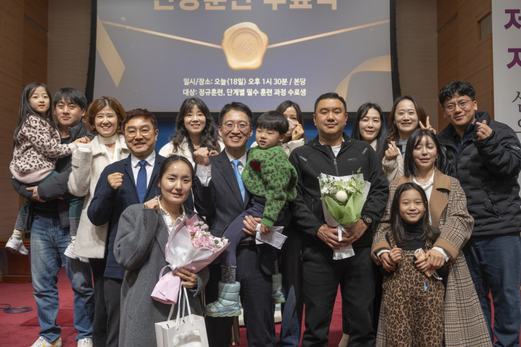 YTo1ODp7czo4OiJGaWxlTmFtZSI7czo0MDoiYTA2NDM4MGItYzkwNy00NjZjLTliYjMtOWE2NWI0ZmIyMWU4LmpwZyI7czoxMjoiRmlsZURhdGVUaW1lIjtpOjE3Njg4ODY1ODg7czo4OiJGaWxlU2l6ZSI7aToxNDgxNDE5O3M6ODoiRmlsZVR5cGUiO2k6MjtzOjg6Ik1pbWVUeXBlIjtzOjEwOiJpbWFnZS9qcGVnIjtzOjEzOiJTZWN0aW9uc0ZvdW5kIjtzOjMwOiJBTllfVEFHLCBJRkQwLCBUSFVNQk5BSUwsIEVYSUYiO3M6ODoiQ09NUFVURUQiO2E6OTp7czo0OiJodG1sIjtzOjI2OiJ3aWR0aD0iMTc0OCIgaGVpZ2h0PSIxMTY1IiI7czo2OiJIZWlnaHQiO2k6MTE2NTtzOjU6IldpZHRoIjtpOjE3NDg7czo3OiJJc0NvbG9yIjtpOjE7czoxNzoiQnl0ZU9yZGVyTW90b3JvbGEiO2k6MDtzOjE1OiJBcGVydHVyZUZOdW1iZXIiO3M6NToiZi80LjAiO3M6OToiQ29weXJpZ2h0IjtzOjQ6IllBQkMiO3M6MTg6IlRodW1ibmFpbC5GaWxlVHlwZSI7aToyO3M6MTg6IlRodW1ibmFpbC5NaW1lVHlwZSI7czoxMDoiaW1hZ2UvanBlZyI7fXM6NDoiTWFrZSI7czo0OiJTT05ZIjtzOjU6Ik1vZGVsIjtzOjg6IklMQ0UtN000IjtzOjExOiJYUmVzb2x1dGlvbiI7czo1OiIyNDAvMSI7czoxMToiWVJlc29sdXRpb24iO3M6NToiMjQwLzEiO3M6MTQ6IlJlc29sdXRpb25Vbml0IjtpOjI7czo4OiJTb2Z0d2FyZSI7czo1MjoiQWRvYmUgUGhvdG9zaG9wIExpZ2h0cm9vbSBDbGFzc2ljIDE0LjEuMSAoTWFjaW50b3NoKSI7czo4OiJEYXRlVGltZSI7czoxOToiMjAyNjowMToxOSAyMToyOToxNCI7czo2OiJBcnRpc3QiO3M6NzoiWUFCQ19TRyI7czo5OiJDb3B5cmlnaHQiO3M6NDoiWUFCQyI7czoxNjoiRXhpZl9JRkRfUG9pbnRlciI7aToyNTQ7czo5OiJUSFVNQk5BSUwiO2E6Njp7czoxMToiQ29tcHJlc3Npb24iO2k6NjtzOjExOiJYUmVzb2x1dGlvbiI7czo0OiI3Mi8xIjtzOjExOiJZUmVzb2x1dGlvbiI7czo0OiI3Mi8xIjtzOjE0OiJSZXNvbHV0aW9uVW5pdCI7aToyO3M6MjE6IkpQRUdJbnRlcmNoYW5nZUZvcm1hdCI7aToxMDQwO3M6Mjc6IkpQRUdJbnRlcmNoYW5nZUZvcm1hdExlbmd0aCI7aToxODE3ODt9czoxMjoiRXhwb3N1cmVUaW1lIjtzOjU6IjEvMTAwIjtzOjc6IkZOdW1iZXIiO3M6MzoiNC8xIjtzOjE1OiJFeHBvc3VyZVByb2dyYW0iO2k6MTtzOjE1OiJJU09TcGVlZFJhdGluZ3MiO2k6MTI1O3M6MTk6IlVuZGVmaW5lZFRhZzoweDg4MzAiO2k6MjtzOjE5OiJVbmRlZmluZWRUYWc6MHg4ODMyIjtpOjEyNTtzOjExOiJFeGlmVmVyc2lvbiI7czo0OiIwMjMyIjtzOjE2OiJEYXRlVGltZU9yaWdpbmFsIjtzOjE5OiIyMDI2OjAxOjE4IDE1OjA4OjM2IjtzOjE3OiJEYXRlVGltZURpZ2l0aXplZCI7czoxOToiMjAyNjowMToxOCAxNTowODozNiI7czoxOToiVW5kZWZpbmVkVGFnOjB4OTAxMCI7czo2OiIrMDk6MDAiO3M6MTk6IlVuZGVmaW5lZFRhZzoweDkwMTEiO3M6NjoiKzA5OjAwIjtzOjE5OiJVbmRlZmluZWRUYWc6MHg5MDEyIjtzOjY6IiswOTowMCI7czoxNzoiU2h1dHRlclNwZWVkVmFsdWUiO3M6MTU6IjY2NDM4NTYvMTAwMDAwMCI7czoxMzoiQXBlcnR1cmVWYWx1ZSI7czozOiI0LzEiO3M6MTU6IkJyaWdodG5lc3NWYWx1ZSI7czo5OiI4MzY0LzI1NjAiO3M6MTc6IkV4cG9zdXJlQmlhc1ZhbHVlIjtzOjQ6IjAvMTAiO3M6MTY6Ik1heEFwZXJ0dXJlVmFsdWUiO3M6NzoiNzYwLzI1NiI7czoxMjoiTWV0ZXJpbmdNb2RlIjtpOjU7czoxMToiTGlnaHRTb3VyY2UiO2k6MjU1O3M6NToiRmxhc2giO2k6MTM7czoxMToiRm9jYWxMZW5ndGgiO3M6NjoiMzUwLzEwIjtzOjE4OiJTdWJTZWNUaW1lT3JpZ2luYWwiO3M6MzoiOTE0IjtzOjE5OiJTdWJTZWNUaW1lRGlnaXRpemVkIjtzOjM6IjkxNCI7czoxMDoiQ29sb3JTcGFjZSI7aTo2NTUzNTtzOjIxOiJGb2NhbFBsYW5lWFJlc29sdXRpb24iO3M6MTQ6IjY0NDQ5MzM5LzMyNzY4IjtzOjIxOiJGb2NhbFBsYW5lWVJlc29sdXRpb24iO3M6MTQ6IjY0NDQ5MzM5LzMyNzY4IjtzOjI0OiJGb2NhbFBsYW5lUmVzb2x1dGlvblVuaXQiO2k6MztzOjEwOiJGaWxlU291cmNlIjtzOjE6IgMiO3M6OToiU2NlbmVUeXBlIjtzOjE6IgEiO3M6MTQ6IkN1c3RvbVJlbmRlcmVkIjtpOjA7czoxMjoiRXhwb3N1cmVNb2RlIjtpOjE7czoxMjoiV2hpdGVCYWxhbmNlIjtpOjE7czoxNjoiRGlnaXRhbFpvb21SYXRpbyI7czo1OiIxNi8xNiI7czoyMToiRm9jYWxMZW5ndGhJbjM1bW1GaWxtIjtpOjM1O3M6MTY6IlNjZW5lQ2FwdHVyZVR5cGUiO2k6MDtzOjg6IkNvbnRyYXN0IjtpOjE7czoxMDoiU2F0dXJhdGlvbiI7aToxO3M6OToiU2hhcnBuZXNzIjtpOjA7czoxOToiVW5kZWZpbmVkVGFnOjB4QTQzMiI7YTo0OntpOjA7czo2OiIyNDAvMTAiO2k6MTtzOjY6IjcwMC8xMCI7aToyO3M6NToiMjgvMTAiO2k6MztzOjU6IjI4LzEwIjt9czoxOToiVW5kZWZpbmVkVGFnOjB4QTQzNCI7czoyMToiRkUgMjQtNzBtbSBGMi44IEdNIElJIjt9