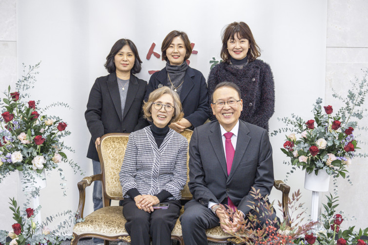 YTo1ODp7czo4OiJGaWxlTmFtZSI7czo0MDoiYTE4MThlYWUtN2FmNy00OTkzLThhODgtMmQ2YjEwMTM0Nzc4LmpwZyI7czoxMjoiRmlsZURhdGVUaW1lIjtpOjE3MzMzODYxMzM7czo4OiJGaWxlU2l6ZSI7aToyMTg1MTg2O3M6ODoiRmlsZVR5cGUiO2k6MjtzOjg6Ik1pbWVUeXBlIjtzOjEwOiJpbWFnZS9qcGVnIjtzOjEzOiJTZWN0aW9uc0ZvdW5kIjtzOjMwOiJBTllfVEFHLCBJRkQwLCBUSFVNQk5BSUwsIEVYSUYiO3M6ODoiQ09NUFVURUQiO2E6OTp7czo0OiJodG1sIjtzOjI2OiJ3aWR0aD0iMTc0OCIgaGVpZ2h0PSIxMTY1IiI7czo2OiJIZWlnaHQiO2k6MTE2NTtzOjU6IldpZHRoIjtpOjE3NDg7czo3OiJJc0NvbG9yIjtpOjE7czoxNzoiQnl0ZU9yZGVyTW90b3JvbGEiO2k6MDtzOjE1OiJBcGVydHVyZUZOdW1iZXIiO3M6NToiZi8yLjgiO3M6OToiQ29weXJpZ2h0IjtzOjQ6IllBQkMiO3M6MTg6IlRodW1ibmFpbC5GaWxlVHlwZSI7aToyO3M6MTg6IlRodW1ibmFpbC5NaW1lVHlwZSI7czoxMDoiaW1hZ2UvanBlZyI7fXM6NDoiTWFrZSI7czo0OiJTT05ZIjtzOjU6Ik1vZGVsIjtzOjg6IklMQ0UtN000IjtzOjExOiJYUmVzb2x1dGlvbiI7czo1OiIyNDAvMSI7czoxMToiWVJlc29sdXRpb24iO3M6NToiMjQwLzEiO3M6MTQ6IlJlc29sdXRpb25Vbml0IjtpOjI7czo4OiJTb2Z0d2FyZSI7czo1MjoiQWRvYmUgUGhvdG9zaG9wIExpZ2h0cm9vbSBDbGFzc2ljIDE0LjAuMSAoTWFjaW50b3NoKSI7czo4OiJEYXRlVGltZSI7czoxOToiMjAyNDoxMjowNSAxNzowNjoyNyI7czo2OiJBcnRpc3QiO3M6NzoiWUFCQ19TRyI7czo5OiJDb3B5cmlnaHQiO3M6NDoiWUFCQyI7czoxNjoiRXhpZl9JRkRfUG9pbnRlciI7aToyNTQ7czo5OiJUSFVNQk5BSUwiO2E6Njp7czoxMToiQ29tcHJlc3Npb24iO2k6NjtzOjExOiJYUmVzb2x1dGlvbiI7czo0OiI3Mi8xIjtzOjExOiJZUmVzb2x1dGlvbiI7czo0OiI3Mi8xIjtzOjE0OiJSZXNvbHV0aW9uVW5pdCI7aToyO3M6MjE6IkpQRUdJbnRlcmNoYW5nZUZvcm1hdCI7aToxMDQwO3M6Mjc6IkpQRUdJbnRlcmNoYW5nZUZvcm1hdExlbmd0aCI7aToxNzM3MDt9czoxMjoiRXhwb3N1cmVUaW1lIjtzOjU6IjEvMTYwIjtzOjc6IkZOdW1iZXIiO3M6NToiMjgvMTAiO3M6MTU6IkV4cG9zdXJlUHJvZ3JhbSI7aToxO3M6MTU6IklTT1NwZWVkUmF0aW5ncyI7aTo2NDA7czoxOToiVW5kZWZpbmVkVGFnOjB4ODgzMCI7aToyO3M6MTk6IlVuZGVmaW5lZFRhZzoweDg4MzIiO2k6NjQwO3M6MTE6IkV4aWZWZXJzaW9uIjtzOjQ6IjAyMzIiO3M6MTY6IkRhdGVUaW1lT3JpZ2luYWwiO3M6MTk6IjIwMjQ6MTI6MDEgMTM6MjA6MDQiO3M6MTc6IkRhdGVUaW1lRGlnaXRpemVkIjtzOjE5OiIyMDI0OjEyOjAxIDEzOjIwOjA0IjtzOjE5OiJVbmRlZmluZWRUYWc6MHg5MDEwIjtzOjY6IiswOTowMCI7czoxOToiVW5kZWZpbmVkVGFnOjB4OTAxMSI7czo2OiIrMDk6MDAiO3M6MTk6IlVuZGVmaW5lZFRhZzoweDkwMTIiO3M6NjoiKzA5OjAwIjtzOjE3OiJTaHV0dGVyU3BlZWRWYWx1ZSI7czoxNToiNzMyMTkyOC8xMDAwMDAwIjtzOjEzOiJBcGVydHVyZVZhbHVlIjtzOjE1OiIyOTcwODU0LzEwMDAwMDAiO3M6MTU6IkJyaWdodG5lc3NWYWx1ZSI7czo5OiI1Nzk0LzI1NjAiO3M6MTc6IkV4cG9zdXJlQmlhc1ZhbHVlIjtzOjQ6IjAvMTAiO3M6MTY6Ik1heEFwZXJ0dXJlVmFsdWUiO3M6NzoiNzYwLzI1NiI7czoxMjoiTWV0ZXJpbmdNb2RlIjtpOjI1NTtzOjExOiJMaWdodFNvdXJjZSI7aTowO3M6NToiRmxhc2giO2k6MTM7czoxMToiRm9jYWxMZW5ndGgiO3M6NjoiNDMwLzEwIjtzOjE4OiJTdWJTZWNUaW1lT3JpZ2luYWwiO3M6MzoiODk3IjtzOjE5OiJTdWJTZWNUaW1lRGlnaXRpemVkIjtzOjM6Ijg5NyI7czoxMDoiQ29sb3JTcGFjZSI7aTo2NTUzNTtzOjIxOiJGb2NhbFBsYW5lWFJlc29sdXRpb24iO3M6MTQ6IjY0NDQ5MzM5LzMyNzY4IjtzOjIxOiJGb2NhbFBsYW5lWVJlc29sdXRpb24iO3M6MTQ6IjY0NDQ5MzM5LzMyNzY4IjtzOjI0OiJGb2NhbFBsYW5lUmVzb2x1dGlvblVuaXQiO2k6MztzOjEwOiJGaWxlU291cmNlIjtzOjE6IgMiO3M6OToiU2NlbmVUeXBlIjtzOjE6IgEiO3M6MTQ6IkN1c3RvbVJlbmRlcmVkIjtpOjA7czoxMjoiRXhwb3N1cmVNb2RlIjtpOjE7czoxMjoiV2hpdGVCYWxhbmNlIjtpOjA7czoxNjoiRGlnaXRhbFpvb21SYXRpbyI7czo1OiIxNi8xNiI7czoyMToiRm9jYWxMZW5ndGhJbjM1bW1GaWxtIjtpOjQzO3M6MTY6IlNjZW5lQ2FwdHVyZVR5cGUiO2k6MDtzOjg6IkNvbnRyYXN0IjtpOjA7czoxMDoiU2F0dXJhdGlvbiI7aTowO3M6OToiU2hhcnBuZXNzIjtpOjA7czoxOToiVW5kZWZpbmVkVGFnOjB4QTQzMiI7YTo0OntpOjA7czo2OiIyNDAvMTAiO2k6MTtzOjY6IjcwMC8xMCI7aToyO3M6NToiMjgvMTAiO2k6MztzOjU6IjI4LzEwIjt9czoxOToiVW5kZWZpbmVkVGFnOjB4QTQzNCI7czoyMToiRkUgMjQtNzBtbSBGMi44IEdNIElJIjt9