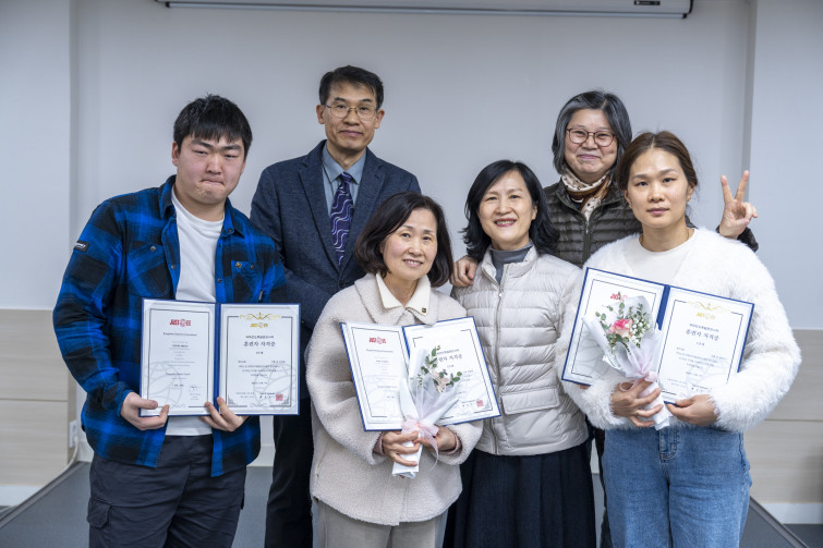 YTo1ODp7czo4OiJGaWxlTmFtZSI7czo0MDoiYTU4ZjA0NjYtM2FhNi00NTE3LTg3NjUtMDY3ZjkyZjg0ZjhiLmpwZyI7czoxMjoiRmlsZURhdGVUaW1lIjtpOjE3NjUxNjY5NzI7czo4OiJGaWxlU2l6ZSI7aToyNDMwODIzO3M6ODoiRmlsZVR5cGUiO2k6MjtzOjg6Ik1pbWVUeXBlIjtzOjEwOiJpbWFnZS9qcGVnIjtzOjEzOiJTZWN0aW9uc0ZvdW5kIjtzOjMwOiJBTllfVEFHLCBJRkQwLCBUSFVNQk5BSUwsIEVYSUYiO3M6ODoiQ09NUFVURUQiO2E6OTp7czo0OiJodG1sIjtzOjI2OiJ3aWR0aD0iMjQwMCIgaGVpZ2h0PSIxNjAwIiI7czo2OiJIZWlnaHQiO2k6MTYwMDtzOjU6IldpZHRoIjtpOjI0MDA7czo3OiJJc0NvbG9yIjtpOjE7czoxNzoiQnl0ZU9yZGVyTW90b3JvbGEiO2k6MDtzOjE1OiJBcGVydHVyZUZOdW1iZXIiO3M6NToiZi8zLjIiO3M6OToiQ29weXJpZ2h0IjtzOjQ6IllBQkMiO3M6MTg6IlRodW1ibmFpbC5GaWxlVHlwZSI7aToyO3M6MTg6IlRodW1ibmFpbC5NaW1lVHlwZSI7czoxMDoiaW1hZ2UvanBlZyI7fXM6NDoiTWFrZSI7czo0OiJTT05ZIjtzOjU6Ik1vZGVsIjtzOjg6IklMQ0UtN000IjtzOjExOiJYUmVzb2x1dGlvbiI7czo1OiIyNDAvMSI7czoxMToiWVJlc29sdXRpb24iO3M6NToiMjQwLzEiO3M6MTQ6IlJlc29sdXRpb25Vbml0IjtpOjI7czo4OiJTb2Z0d2FyZSI7czo1MjoiQWRvYmUgUGhvdG9zaG9wIExpZ2h0cm9vbSBDbGFzc2ljIDE0LjEuMSAoTWFjaW50b3NoKSI7czo4OiJEYXRlVGltZSI7czoxOToiMjAyNToxMjowOCAxMzowOToyMCI7czo2OiJBcnRpc3QiO3M6NzoiWUFCQ19TRyI7czo5OiJDb3B5cmlnaHQiO3M6NDoiWUFCQyI7czoxNjoiRXhpZl9JRkRfUG9pbnRlciI7aToyNTQ7czo5OiJUSFVNQk5BSUwiO2E6Njp7czoxMToiQ29tcHJlc3Npb24iO2k6NjtzOjExOiJYUmVzb2x1dGlvbiI7czo0OiI3Mi8xIjtzOjExOiJZUmVzb2x1dGlvbiI7czo0OiI3Mi8xIjtzOjE0OiJSZXNvbHV0aW9uVW5pdCI7aToyO3M6MjE6IkpQRUdJbnRlcmNoYW5nZUZvcm1hdCI7aToxMDQwO3M6Mjc6IkpQRUdJbnRlcmNoYW5nZUZvcm1hdExlbmd0aCI7aToxNDU0NDt9czoxMjoiRXhwb3N1cmVUaW1lIjtzOjQ6IjEvNjAiO3M6NzoiRk51bWJlciI7czo1OiIzMi8xMCI7czoxNToiRXhwb3N1cmVQcm9ncmFtIjtpOjE7czoxNToiSVNPU3BlZWRSYXRpbmdzIjtpOjEwMDtzOjE5OiJVbmRlZmluZWRUYWc6MHg4ODMwIjtpOjI7czoxOToiVW5kZWZpbmVkVGFnOjB4ODgzMiI7aToxMDA7czoxMToiRXhpZlZlcnNpb24iO3M6NDoiMDIzMiI7czoxNjoiRGF0ZVRpbWVPcmlnaW5hbCI7czoxOToiMjAyNToxMjowNyAxNTo1MjoxNSI7czoxNzoiRGF0ZVRpbWVEaWdpdGl6ZWQiO3M6MTk6IjIwMjU6MTI6MDcgMTU6NTI6MTUiO3M6MTk6IlVuZGVmaW5lZFRhZzoweDkwMTAiO3M6NjoiKzA5OjAwIjtzOjE5OiJVbmRlZmluZWRUYWc6MHg5MDExIjtzOjY6IiswOTowMCI7czoxOToiVW5kZWZpbmVkVGFnOjB4OTAxMiI7czo2OiIrMDk6MDAiO3M6MTc6IlNodXR0ZXJTcGVlZFZhbHVlIjtzOjE1OiI1OTA2ODkxLzEwMDAwMDAiO3M6MTM6IkFwZXJ0dXJlVmFsdWUiO3M6MTU6IjMzNTYxNDQvMTAwMDAwMCI7czoxNToiQnJpZ2h0bmVzc1ZhbHVlIjtzOjk6Ijc5NTQvMjU2MCI7czoxNzoiRXhwb3N1cmVCaWFzVmFsdWUiO3M6NDoiMC8xMCI7czoxNjoiTWF4QXBlcnR1cmVWYWx1ZSI7czo3OiI3NjAvMjU2IjtzOjEyOiJNZXRlcmluZ01vZGUiO2k6NTtzOjExOiJMaWdodFNvdXJjZSI7aTowO3M6NToiRmxhc2giO2k6MTM7czoxMToiRm9jYWxMZW5ndGgiO3M6NjoiNDEwLzEwIjtzOjE4OiJTdWJTZWNUaW1lT3JpZ2luYWwiO3M6MzoiNDQ5IjtzOjE5OiJTdWJTZWNUaW1lRGlnaXRpemVkIjtzOjM6IjQ0OSI7czoxMDoiQ29sb3JTcGFjZSI7aTo2NTUzNTtzOjIxOiJGb2NhbFBsYW5lWFJlc29sdXRpb24iO3M6MTQ6IjY0NDQ5MzM5LzMyNzY4IjtzOjIxOiJGb2NhbFBsYW5lWVJlc29sdXRpb24iO3M6MTQ6IjY0NDQ5MzM5LzMyNzY4IjtzOjI0OiJGb2NhbFBsYW5lUmVzb2x1dGlvblVuaXQiO2k6MztzOjEwOiJGaWxlU291cmNlIjtzOjE6IgMiO3M6OToiU2NlbmVUeXBlIjtzOjE6IgEiO3M6MTQ6IkN1c3RvbVJlbmRlcmVkIjtpOjA7czoxMjoiRXhwb3N1cmVNb2RlIjtpOjE7czoxMjoiV2hpdGVCYWxhbmNlIjtpOjE7czoxNjoiRGlnaXRhbFpvb21SYXRpbyI7czo1OiIxNi8xNiI7czoyMToiRm9jYWxMZW5ndGhJbjM1bW1GaWxtIjtpOjQxO3M6MTY6IlNjZW5lQ2FwdHVyZVR5cGUiO2k6MDtzOjg6IkNvbnRyYXN0IjtpOjA7czoxMDoiU2F0dXJhdGlvbiI7aTowO3M6OToiU2hhcnBuZXNzIjtpOjA7czoxOToiVW5kZWZpbmVkVGFnOjB4QTQzMiI7YTo0OntpOjA7czo2OiIyNDAvMTAiO2k6MTtzOjY6IjcwMC8xMCI7aToyO3M6NToiMjgvMTAiO2k6MztzOjU6IjI4LzEwIjt9czoxOToiVW5kZWZpbmVkVGFnOjB4QTQzNCI7czoyMToiRkUgMjQtNzBtbSBGMi44IEdNIElJIjt9