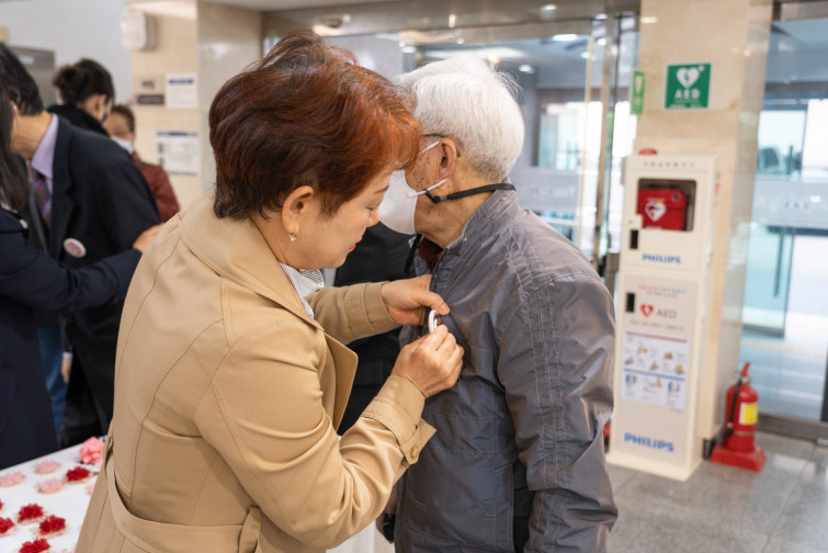 YTo1NTp7czo4OiJGaWxlTmFtZSI7czo0MDoiYTY4MGJmODMtZWM0MS00YWI1LWE5MmUtYzY1MDc5YjA1MTEwLmpwZyI7czoxMjoiRmlsZURhdGVUaW1lIjtpOjE2ODM1OTkwNTA7czo4OiJGaWxlU2l6ZSI7aToxNDcyNDk4O3M6ODoiRmlsZVR5cGUiO2k6MjtzOjg6Ik1pbWVUeXBlIjtzOjEwOiJpbWFnZS9qcGVnIjtzOjEzOiJTZWN0aW9uc0ZvdW5kIjtzOjMwOiJBTllfVEFHLCBJRkQwLCBUSFVNQk5BSUwsIEVYSUYiO3M6ODoiQ09NUFVURUQiO2E6OTp7czo0OiJodG1sIjtzOjI2OiJ3aWR0aD0iMjEwMiIgaGVpZ2h0PSIxNDAyIiI7czo2OiJIZWlnaHQiO2k6MTQwMjtzOjU6IldpZHRoIjtpOjIxMDI7czo3OiJJc0NvbG9yIjtpOjE7czoxNzoiQnl0ZU9yZGVyTW90b3JvbGEiO2k6MDtzOjg6IkNDRFdpZHRoIjtzOjQ6IjEwbW0iO3M6MTU6IkFwZXJ0dXJlRk51bWJlciI7czo1OiJmLzQuMCI7czoxODoiVGh1bWJuYWlsLkZpbGVUeXBlIjtpOjI7czoxODoiVGh1bWJuYWlsLk1pbWVUeXBlIjtzOjEwOiJpbWFnZS9qcGVnIjt9czo0OiJNYWtlIjtzOjQ6IlNPTlkiO3M6NToiTW9kZWwiO3M6ODoiSUxDRS03TTQiO3M6MTE6IlhSZXNvbHV0aW9uIjtzOjU6IjI0MC8xIjtzOjExOiJZUmVzb2x1dGlvbiI7czo1OiIyNDAvMSI7czoxNDoiUmVzb2x1dGlvblVuaXQiO2k6MjtzOjg6IlNvZnR3YXJlIjtzOjUwOiJBZG9iZSBQaG90b3Nob3AgTGlnaHRyb29tIENsYXNzaWMgMTIuMSAoTWFjaW50b3NoKSI7czo4OiJEYXRlVGltZSI7czoxOToiMjAyMzowNTowOSAxMTowNjo1NiI7czoxNjoiWUNiQ3JQb3NpdGlvbmluZyI7aToyO3M6MTk6IlJlZmVyZW5jZUJsYWNrV2hpdGUiO2E6Njp7aTowO3M6MzoiMC8xIjtpOjE7czo1OiIyNTUvMSI7aToyO3M6NToiMTI4LzEiO2k6MztzOjU6IjI1NS8xIjtpOjQ7czo1OiIxMjgvMSI7aTo1O3M6NToiMjU1LzEiO31zOjE2OiJFeGlmX0lGRF9Qb2ludGVyIjtpOjI4NjtzOjk6IlRIVU1CTkFJTCI7YTo2OntzOjExOiJDb21wcmVzc2lvbiI7aTo2O3M6MTE6IlhSZXNvbHV0aW9uIjtzOjU6IjI0MC8xIjtzOjExOiJZUmVzb2x1dGlvbiI7czo1OiIyNDAvMSI7czoxNDoiUmVzb2x1dGlvblVuaXQiO2k6MjtzOjIxOiJKUEVHSW50ZXJjaGFuZ2VGb3JtYXQiO2k6OTU4O3M6Mjc6IkpQRUdJbnRlcmNoYW5nZUZvcm1hdExlbmd0aCI7aToxODUwMTt9czoxMjoiRXhwb3N1cmVUaW1lIjtzOjQ6IjEvNjAiO3M6NzoiRk51bWJlciI7czozOiI0LzEiO3M6MTU6IkV4cG9zdXJlUHJvZ3JhbSI7aToxO3M6MTU6IklTT1NwZWVkUmF0aW5ncyI7aTo2NDA7czoxMToiRXhpZlZlcnNpb24iO3M6NDoiMDIyMSI7czoxNjoiRGF0ZVRpbWVPcmlnaW5hbCI7czoxOToiMjAyMzowNTowNyAwOTozNDozMCI7czoxNzoiRGF0ZVRpbWVEaWdpdGl6ZWQiO3M6MTk6IjIwMjM6MDU6MDcgMDk6MzQ6MzAiO3M6MjM6IkNvbXBvbmVudHNDb25maWd1cmF0aW9uIjtzOjQ6IgECAwAiO3M6MTc6IlNodXR0ZXJTcGVlZFZhbHVlIjtzOjE1OiI1OTA2ODkxLzEwMDAwMDAiO3M6MTM6IkFwZXJ0dXJlVmFsdWUiO3M6MzoiNC8xIjtzOjE1OiJCcmlnaHRuZXNzVmFsdWUiO3M6OToiNDk3NC8yNTYwIjtzOjE3OiJFeHBvc3VyZUJpYXNWYWx1ZSI7czo0OiIwLzEwIjtzOjE2OiJNYXhBcGVydHVyZVZhbHVlIjtzOjg6IjEwMjQvMjU2IjtzOjEyOiJNZXRlcmluZ01vZGUiO2k6NTtzOjExOiJMaWdodFNvdXJjZSI7aToxMztzOjU6IkZsYXNoIjtpOjE2O3M6MTE6IkZvY2FsTGVuZ3RoIjtzOjY6IjM0MC8xMCI7czoxODoiU3ViU2VjVGltZU9yaWdpbmFsIjtzOjM6IjA3MSI7czoxOToiU3ViU2VjVGltZURpZ2l0aXplZCI7czozOiIwNzEiO3M6MTU6IkZsYXNoUGl4VmVyc2lvbiI7czo0OiIwMTAwIjtzOjEwOiJDb2xvclNwYWNlIjtpOjE7czoxNDoiRXhpZkltYWdlV2lkdGgiO2k6MjEwMjtzOjE1OiJFeGlmSW1hZ2VMZW5ndGgiO2k6MTQwMjtzOjIxOiJGb2NhbFBsYW5lWFJlc29sdXRpb24iO3M6MTQ6IjY0NDQ5MzM5LzMyNzY4IjtzOjIxOiJGb2NhbFBsYW5lWVJlc29sdXRpb24iO3M6MTQ6IjY0NDQ5MzM5LzMyNzY4IjtzOjI0OiJGb2NhbFBsYW5lUmVzb2x1dGlvblVuaXQiO2k6MztzOjEwOiJGaWxlU291cmNlIjtzOjE6IgMiO3M6OToiU2NlbmVUeXBlIjtzOjE6IgEiO3M6MTQ6IkN1c3RvbVJlbmRlcmVkIjtpOjA7czoxMjoiRXhwb3N1cmVNb2RlIjtpOjE7czoxMjoiV2hpdGVCYWxhbmNlIjtpOjE7czoxNjoiRGlnaXRhbFpvb21SYXRpbyI7czo1OiIxNi8xNiI7czoyMToiRm9jYWxMZW5ndGhJbjM1bW1GaWxtIjtpOjM0O3M6MTY6IlNjZW5lQ2FwdHVyZVR5cGUiO2k6MDtzOjg6IkNvbnRyYXN0IjtpOjA7czoxMDoiU2F0dXJhdGlvbiI7aTowO3M6OToiU2hhcnBuZXNzIjtpOjE7fQ==