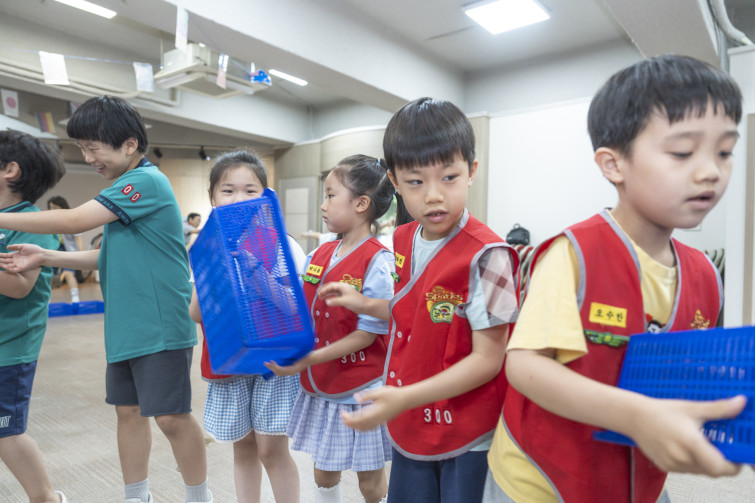 YTo1ODp7czo4OiJGaWxlTmFtZSI7czo0MDoiYTg5YWQxOTYtNWUyMy00Njc0LTgzNjktN2Y1OGIzNTRjZTBiLmpwZyI7czoxMjoiRmlsZURhdGVUaW1lIjtpOjE3NTA0ODMyMzE7czo4OiJGaWxlU2l6ZSI7aToxMzQ5NTc2O3M6ODoiRmlsZVR5cGUiO2k6MjtzOjg6Ik1pbWVUeXBlIjtzOjEwOiJpbWFnZS9qcGVnIjtzOjEzOiJTZWN0aW9uc0ZvdW5kIjtzOjMwOiJBTllfVEFHLCBJRkQwLCBUSFVNQk5BSUwsIEVYSUYiO3M6ODoiQ09NUFVURUQiO2E6OTp7czo0OiJodG1sIjtzOjI2OiJ3aWR0aD0iMTc1MiIgaGVpZ2h0PSIxMTY4IiI7czo2OiJIZWlnaHQiO2k6MTE2ODtzOjU6IldpZHRoIjtpOjE3NTI7czo3OiJJc0NvbG9yIjtpOjE7czoxNzoiQnl0ZU9yZGVyTW90b3JvbGEiO2k6MDtzOjE1OiJBcGVydHVyZUZOdW1iZXIiO3M6NToiZi8yLjgiO3M6OToiQ29weXJpZ2h0IjtzOjQ6IllBQkMiO3M6MTg6IlRodW1ibmFpbC5GaWxlVHlwZSI7aToyO3M6MTg6IlRodW1ibmFpbC5NaW1lVHlwZSI7czoxMDoiaW1hZ2UvanBlZyI7fXM6NDoiTWFrZSI7czo0OiJTT05ZIjtzOjU6Ik1vZGVsIjtzOjg6IklMQ0UtN000IjtzOjExOiJYUmVzb2x1dGlvbiI7czo1OiIyNDAvMSI7czoxMToiWVJlc29sdXRpb24iO3M6NToiMjQwLzEiO3M6MTQ6IlJlc29sdXRpb25Vbml0IjtpOjI7czo4OiJTb2Z0d2FyZSI7czo1MjoiQWRvYmUgUGhvdG9zaG9wIExpZ2h0cm9vbSBDbGFzc2ljIDE0LjMuMSAoTWFjaW50b3NoKSI7czo4OiJEYXRlVGltZSI7czoxOToiMjAyNTowNjoyMSAxNDoxNDozNSI7czo2OiJBcnRpc3QiO3M6NzoiWUFCQ19TRyI7czo5OiJDb3B5cmlnaHQiO3M6NDoiWUFCQyI7czoxNjoiRXhpZl9JRkRfUG9pbnRlciI7aToyNTQ7czo5OiJUSFVNQk5BSUwiO2E6Njp7czoxMToiQ29tcHJlc3Npb24iO2k6NjtzOjExOiJYUmVzb2x1dGlvbiI7czo0OiI3Mi8xIjtzOjExOiJZUmVzb2x1dGlvbiI7czo0OiI3Mi8xIjtzOjE0OiJSZXNvbHV0aW9uVW5pdCI7aToyO3M6MjE6IkpQRUdJbnRlcmNoYW5nZUZvcm1hdCI7aToxMDQwO3M6Mjc6IkpQRUdJbnRlcmNoYW5nZUZvcm1hdExlbmd0aCI7aToxNzk4Nzt9czoxMjoiRXhwb3N1cmVUaW1lIjtzOjU6IjEvMTI1IjtzOjc6IkZOdW1iZXIiO3M6NToiMjgvMTAiO3M6MTU6IkV4cG9zdXJlUHJvZ3JhbSI7aToxO3M6MTU6IklTT1NwZWVkUmF0aW5ncyI7aTozMjA7czoxOToiVW5kZWZpbmVkVGFnOjB4ODgzMCI7aToyO3M6MTk6IlVuZGVmaW5lZFRhZzoweDg4MzIiO2k6MzIwO3M6MTE6IkV4aWZWZXJzaW9uIjtzOjQ6IjAyMzIiO3M6MTY6IkRhdGVUaW1lT3JpZ2luYWwiO3M6MTk6IjIwMjU6MDY6MjEgMTA6NDY6MjciO3M6MTc6IkRhdGVUaW1lRGlnaXRpemVkIjtzOjE5OiIyMDI1OjA2OjIxIDEwOjQ2OjI3IjtzOjE5OiJVbmRlZmluZWRUYWc6MHg5MDEwIjtzOjY6IiswOTowMCI7czoxOToiVW5kZWZpbmVkVGFnOjB4OTAxMSI7czo2OiIrMDk6MDAiO3M6MTk6IlVuZGVmaW5lZFRhZzoweDkwMTIiO3M6NjoiKzA5OjAwIjtzOjE3OiJTaHV0dGVyU3BlZWRWYWx1ZSI7czoxNToiNjk2NTc4NC8xMDAwMDAwIjtzOjEzOiJBcGVydHVyZVZhbHVlIjtzOjE1OiIyOTcwODU0LzEwMDAwMDAiO3M6MTU6IkJyaWdodG5lc3NWYWx1ZSI7czo5OiI1NzI0LzI1NjAiO3M6MTc6IkV4cG9zdXJlQmlhc1ZhbHVlIjtzOjQ6IjAvMTAiO3M6MTY6Ik1heEFwZXJ0dXJlVmFsdWUiO3M6NzoiNzYwLzI1NiI7czoxMjoiTWV0ZXJpbmdNb2RlIjtpOjU7czoxMToiTGlnaHRTb3VyY2UiO2k6MDtzOjU6IkZsYXNoIjtpOjEzO3M6MTE6IkZvY2FsTGVuZ3RoIjtzOjY6IjI0MC8xMCI7czoxODoiU3ViU2VjVGltZU9yaWdpbmFsIjtzOjM6Ijg4NSI7czoxOToiU3ViU2VjVGltZURpZ2l0aXplZCI7czozOiI4ODUiO3M6MTA6IkNvbG9yU3BhY2UiO2k6NjU1MzU7czoyMToiRm9jYWxQbGFuZVhSZXNvbHV0aW9uIjtzOjE0OiI2NDQ0OTMzOS8zMjc2OCI7czoyMToiRm9jYWxQbGFuZVlSZXNvbHV0aW9uIjtzOjE0OiI2NDQ0OTMzOS8zMjc2OCI7czoyNDoiRm9jYWxQbGFuZVJlc29sdXRpb25Vbml0IjtpOjM7czoxMDoiRmlsZVNvdXJjZSI7czoxOiIDIjtzOjk6IlNjZW5lVHlwZSI7czoxOiIBIjtzOjE0OiJDdXN0b21SZW5kZXJlZCI7aTowO3M6MTI6IkV4cG9zdXJlTW9kZSI7aToxO3M6MTI6IldoaXRlQmFsYW5jZSI7aToxO3M6MTY6IkRpZ2l0YWxab29tUmF0aW8iO3M6NToiMTYvMTYiO3M6MjE6IkZvY2FsTGVuZ3RoSW4zNW1tRmlsbSI7aToyNDtzOjE2OiJTY2VuZUNhcHR1cmVUeXBlIjtpOjA7czo4OiJDb250cmFzdCI7aTowO3M6MTA6IlNhdHVyYXRpb24iO2k6MDtzOjk6IlNoYXJwbmVzcyI7aTowO3M6MTk6IlVuZGVmaW5lZFRhZzoweEE0MzIiO2E6NDp7aTowO3M6NjoiMjQwLzEwIjtpOjE7czo2OiI3MDAvMTAiO2k6MjtzOjU6IjI4LzEwIjtpOjM7czo1OiIyOC8xMCI7fXM6MTk6IlVuZGVmaW5lZFRhZzoweEE0MzQiO3M6MjE6IkZFIDI0LTcwbW0gRjIuOCBHTSBJSSI7fQ==