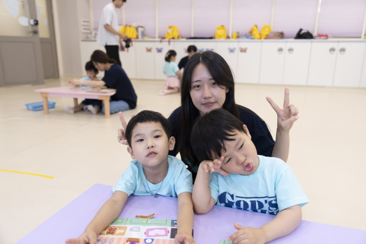 YTo1ODp7czo4OiJGaWxlTmFtZSI7czo0MDoiYWNmMzhlNmYtMDA5Ni00NzJiLTg2MjktZTBkMWI0ZDdhY2Q2LmpwZyI7czoxMjoiRmlsZURhdGVUaW1lIjtpOjE3NTMxNDY1NzM7czo4OiJGaWxlU2l6ZSI7aTo3ODg4MjE7czo4OiJGaWxlVHlwZSI7aToyO3M6ODoiTWltZVR5cGUiO3M6MTA6ImltYWdlL2pwZWciO3M6MTM6IlNlY3Rpb25zRm91bmQiO3M6MzA6IkFOWV9UQUcsIElGRDAsIFRIVU1CTkFJTCwgRVhJRiI7czo4OiJDT01QVVRFRCI7YTo5OntzOjQ6Imh0bWwiO3M6MjY6IndpZHRoPSIxNzUyIiBoZWlnaHQ9IjExNjgiIjtzOjY6IkhlaWdodCI7aToxMTY4O3M6NToiV2lkdGgiO2k6MTc1MjtzOjc6IklzQ29sb3IiO2k6MTtzOjE3OiJCeXRlT3JkZXJNb3Rvcm9sYSI7aTowO3M6MTU6IkFwZXJ0dXJlRk51bWJlciI7czo1OiJmLzIuOCI7czo5OiJDb3B5cmlnaHQiO3M6NDoiWUFCQyI7czoxODoiVGh1bWJuYWlsLkZpbGVUeXBlIjtpOjI7czoxODoiVGh1bWJuYWlsLk1pbWVUeXBlIjtzOjEwOiJpbWFnZS9qcGVnIjt9czo0OiJNYWtlIjtzOjQ6IlNPTlkiO3M6NToiTW9kZWwiO3M6ODoiSUxDRS03TTQiO3M6MTE6IlhSZXNvbHV0aW9uIjtzOjU6IjI0MC8xIjtzOjExOiJZUmVzb2x1dGlvbiI7czo1OiIyNDAvMSI7czoxNDoiUmVzb2x1dGlvblVuaXQiO2k6MjtzOjg6IlNvZnR3YXJlIjtzOjUwOiJBZG9iZSBQaG90b3Nob3AgTGlnaHRyb29tIENsYXNzaWMgMTQuNCAoTWFjaW50b3NoKSI7czo4OiJEYXRlVGltZSI7czoxOToiMjAyNTowNzoyMiAwOTo1ODo1NCI7czo2OiJBcnRpc3QiO3M6NzoiWUFCQ19TRyI7czo5OiJDb3B5cmlnaHQiO3M6NDoiWUFCQyI7czoxNjoiRXhpZl9JRkRfUG9pbnRlciI7aToyNTI7czo5OiJUSFVNQk5BSUwiO2E6Njp7czoxMToiQ29tcHJlc3Npb24iO2k6NjtzOjExOiJYUmVzb2x1dGlvbiI7czo0OiI3Mi8xIjtzOjExOiJZUmVzb2x1dGlvbiI7czo0OiI3Mi8xIjtzOjE0OiJSZXNvbHV0aW9uVW5pdCI7aToyO3M6MjE6IkpQRUdJbnRlcmNoYW5nZUZvcm1hdCI7aToxMDM4O3M6Mjc6IkpQRUdJbnRlcmNoYW5nZUZvcm1hdExlbmd0aCI7aToxMjQ5MDt9czoxMjoiRXhwb3N1cmVUaW1lIjtzOjQ6IjEvNjAiO3M6NzoiRk51bWJlciI7czo1OiIyOC8xMCI7czoxNToiRXhwb3N1cmVQcm9ncmFtIjtpOjE7czoxNToiSVNPU3BlZWRSYXRpbmdzIjtpOjE2MDtzOjE5OiJVbmRlZmluZWRUYWc6MHg4ODMwIjtpOjI7czoxOToiVW5kZWZpbmVkVGFnOjB4ODgzMiI7aToxNjA7czoxMToiRXhpZlZlcnNpb24iO3M6NDoiMDIzMiI7czoxNjoiRGF0ZVRpbWVPcmlnaW5hbCI7czoxOToiMjAyNTowNzoyMCAxMjoxMjowNiI7czoxNzoiRGF0ZVRpbWVEaWdpdGl6ZWQiO3M6MTk6IjIwMjU6MDc6MjAgMTI6MTI6MDYiO3M6MTk6IlVuZGVmaW5lZFRhZzoweDkwMTAiO3M6NjoiKzA5OjAwIjtzOjE5OiJVbmRlZmluZWRUYWc6MHg5MDExIjtzOjY6IiswOTowMCI7czoxOToiVW5kZWZpbmVkVGFnOjB4OTAxMiI7czo2OiIrMDk6MDAiO3M6MTc6IlNodXR0ZXJTcGVlZFZhbHVlIjtzOjE1OiI1OTA2ODkxLzEwMDAwMDAiO3M6MTM6IkFwZXJ0dXJlVmFsdWUiO3M6MTU6IjI5NzA4NTQvMTAwMDAwMCI7czoxNToiQnJpZ2h0bmVzc1ZhbHVlIjtzOjEwOiIxMDEzNC8yNTYwIjtzOjE3OiJFeHBvc3VyZUJpYXNWYWx1ZSI7czo0OiIwLzEwIjtzOjE2OiJNYXhBcGVydHVyZVZhbHVlIjtzOjc6Ijc2MC8yNTYiO3M6MTI6Ik1ldGVyaW5nTW9kZSI7aTo1O3M6MTE6IkxpZ2h0U291cmNlIjtpOjA7czo1OiJGbGFzaCI7aToxMztzOjExOiJGb2NhbExlbmd0aCI7czo2OiIyODAvMTAiO3M6MTg6IlN1YlNlY1RpbWVPcmlnaW5hbCI7czozOiI0MjQiO3M6MTk6IlN1YlNlY1RpbWVEaWdpdGl6ZWQiO3M6MzoiNDI0IjtzOjEwOiJDb2xvclNwYWNlIjtpOjY1NTM1O3M6MjE6IkZvY2FsUGxhbmVYUmVzb2x1dGlvbiI7czoxNDoiNjQ0NDkzMzkvMzI3NjgiO3M6MjE6IkZvY2FsUGxhbmVZUmVzb2x1dGlvbiI7czoxNDoiNjQ0NDkzMzkvMzI3NjgiO3M6MjQ6IkZvY2FsUGxhbmVSZXNvbHV0aW9uVW5pdCI7aTozO3M6MTA6IkZpbGVTb3VyY2UiO3M6MToiAyI7czo5OiJTY2VuZVR5cGUiO3M6MToiASI7czoxNDoiQ3VzdG9tUmVuZGVyZWQiO2k6MDtzOjEyOiJFeHBvc3VyZU1vZGUiO2k6MTtzOjEyOiJXaGl0ZUJhbGFuY2UiO2k6MTtzOjE2OiJEaWdpdGFsWm9vbVJhdGlvIjtzOjU6IjE2LzE2IjtzOjIxOiJGb2NhbExlbmd0aEluMzVtbUZpbG0iO2k6Mjg7czoxNjoiU2NlbmVDYXB0dXJlVHlwZSI7aTowO3M6ODoiQ29udHJhc3QiO2k6MDtzOjEwOiJTYXR1cmF0aW9uIjtpOjA7czo5OiJTaGFycG5lc3MiO2k6MDtzOjE5OiJVbmRlZmluZWRUYWc6MHhBNDMyIjthOjQ6e2k6MDtzOjY6IjI0MC8xMCI7aToxO3M6NjoiNzAwLzEwIjtpOjI7czo1OiIyOC8xMCI7aTozO3M6NToiMjgvMTAiO31zOjE5OiJVbmRlZmluZWRUYWc6MHhBNDM0IjtzOjIxOiJGRSAyNC03MG1tIEYyLjggR00gSUkiO30=