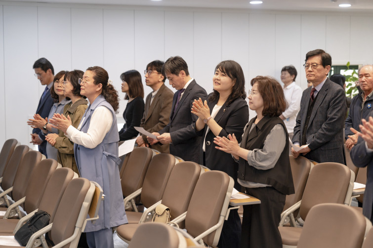 YTo1ODp7czo4OiJGaWxlTmFtZSI7czo0MDoiYWNmZjAyOWQtZTI0NS00NGM3LTg5ODUtYWNiNmM5NTdkYzFjLmpwZyI7czoxMjoiRmlsZURhdGVUaW1lIjtpOjE3NDcwOTY4OTY7czo4OiJGaWxlU2l6ZSI7aToxMjUzMTk0O3M6ODoiRmlsZVR5cGUiO2k6MjtzOjg6Ik1pbWVUeXBlIjtzOjEwOiJpbWFnZS9qcGVnIjtzOjEzOiJTZWN0aW9uc0ZvdW5kIjtzOjMwOiJBTllfVEFHLCBJRkQwLCBUSFVNQk5BSUwsIEVYSUYiO3M6ODoiQ09NUFVURUQiO2E6OTp7czo0OiJodG1sIjtzOjI2OiJ3aWR0aD0iMTc1MiIgaGVpZ2h0PSIxMTY4IiI7czo2OiJIZWlnaHQiO2k6MTE2ODtzOjU6IldpZHRoIjtpOjE3NTI7czo3OiJJc0NvbG9yIjtpOjE7czoxNzoiQnl0ZU9yZGVyTW90b3JvbGEiO2k6MDtzOjE1OiJBcGVydHVyZUZOdW1iZXIiO3M6NToiZi8yLjgiO3M6OToiQ29weXJpZ2h0IjtzOjQ6IllBQkMiO3M6MTg6IlRodW1ibmFpbC5GaWxlVHlwZSI7aToyO3M6MTg6IlRodW1ibmFpbC5NaW1lVHlwZSI7czoxMDoiaW1hZ2UvanBlZyI7fXM6NDoiTWFrZSI7czo0OiJTT05ZIjtzOjU6Ik1vZGVsIjtzOjg6IklMQ0UtN000IjtzOjExOiJYUmVzb2x1dGlvbiI7czo1OiIyNDAvMSI7czoxMToiWVJlc29sdXRpb24iO3M6NToiMjQwLzEiO3M6MTQ6IlJlc29sdXRpb25Vbml0IjtpOjI7czo4OiJTb2Z0d2FyZSI7czo1MjoiQWRvYmUgUGhvdG9zaG9wIExpZ2h0cm9vbSBDbGFzc2ljIDE0LjMuMSAoTWFjaW50b3NoKSI7czo4OiJEYXRlVGltZSI7czoxOToiMjAyNTowNToxMSAyMToxMjo1NiI7czo2OiJBcnRpc3QiO3M6NzoiWUFCQ19TRyI7czo5OiJDb3B5cmlnaHQiO3M6NDoiWUFCQyI7czoxNjoiRXhpZl9JRkRfUG9pbnRlciI7aToyNTQ7czo5OiJUSFVNQk5BSUwiO2E6Njp7czoxMToiQ29tcHJlc3Npb24iO2k6NjtzOjExOiJYUmVzb2x1dGlvbiI7czo0OiI3Mi8xIjtzOjExOiJZUmVzb2x1dGlvbiI7czo0OiI3Mi8xIjtzOjE0OiJSZXNvbHV0aW9uVW5pdCI7aToyO3M6MjE6IkpQRUdJbnRlcmNoYW5nZUZvcm1hdCI7aToxMDQwO3M6Mjc6IkpQRUdJbnRlcmNoYW5nZUZvcm1hdExlbmd0aCI7aToxNjIwMzt9czoxMjoiRXhwb3N1cmVUaW1lIjtzOjU6IjEvMjAwIjtzOjc6IkZOdW1iZXIiO3M6NToiMjgvMTAiO3M6MTU6IkV4cG9zdXJlUHJvZ3JhbSI7aToxO3M6MTU6IklTT1NwZWVkUmF0aW5ncyI7aTozMjA7czoxOToiVW5kZWZpbmVkVGFnOjB4ODgzMCI7aToyO3M6MTk6IlVuZGVmaW5lZFRhZzoweDg4MzIiO2k6MzIwO3M6MTE6IkV4aWZWZXJzaW9uIjtzOjQ6IjAyMzIiO3M6MTY6IkRhdGVUaW1lT3JpZ2luYWwiO3M6MTk6IjIwMjU6MDU6MTEgMTU6NDE6NDAiO3M6MTc6IkRhdGVUaW1lRGlnaXRpemVkIjtzOjE5OiIyMDI1OjA1OjExIDE1OjQxOjQwIjtzOjE5OiJVbmRlZmluZWRUYWc6MHg5MDEwIjtzOjY6IiswOTowMCI7czoxOToiVW5kZWZpbmVkVGFnOjB4OTAxMSI7czo2OiIrMDk6MDAiO3M6MTk6IlVuZGVmaW5lZFRhZzoweDkwMTIiO3M6NjoiKzA5OjAwIjtzOjE3OiJTaHV0dGVyU3BlZWRWYWx1ZSI7czoxNToiNzY0Mzg1Ni8xMDAwMDAwIjtzOjEzOiJBcGVydHVyZVZhbHVlIjtzOjE1OiIyOTcwODU0LzEwMDAwMDAiO3M6MTU6IkJyaWdodG5lc3NWYWx1ZSI7czo5OiI4MDU0LzI1NjAiO3M6MTc6IkV4cG9zdXJlQmlhc1ZhbHVlIjtzOjQ6IjAvMTAiO3M6MTY6Ik1heEFwZXJ0dXJlVmFsdWUiO3M6NzoiNzYwLzI1NiI7czoxMjoiTWV0ZXJpbmdNb2RlIjtpOjU7czoxMToiTGlnaHRTb3VyY2UiO2k6MDtzOjU6IkZsYXNoIjtpOjEzO3M6MTE6IkZvY2FsTGVuZ3RoIjtzOjY6IjcwMC8xMCI7czoxODoiU3ViU2VjVGltZU9yaWdpbmFsIjtzOjM6IjU0NiI7czoxOToiU3ViU2VjVGltZURpZ2l0aXplZCI7czozOiI1NDYiO3M6MTA6IkNvbG9yU3BhY2UiO2k6NjU1MzU7czoyMToiRm9jYWxQbGFuZVhSZXNvbHV0aW9uIjtzOjE0OiI2NDQ0OTMzOS8zMjc2OCI7czoyMToiRm9jYWxQbGFuZVlSZXNvbHV0aW9uIjtzOjE0OiI2NDQ0OTMzOS8zMjc2OCI7czoyNDoiRm9jYWxQbGFuZVJlc29sdXRpb25Vbml0IjtpOjM7czoxMDoiRmlsZVNvdXJjZSI7czoxOiIDIjtzOjk6IlNjZW5lVHlwZSI7czoxOiIBIjtzOjE0OiJDdXN0b21SZW5kZXJlZCI7aTowO3M6MTI6IkV4cG9zdXJlTW9kZSI7aToxO3M6MTI6IldoaXRlQmFsYW5jZSI7aToxO3M6MTY6IkRpZ2l0YWxab29tUmF0aW8iO3M6NToiMTYvMTYiO3M6MjE6IkZvY2FsTGVuZ3RoSW4zNW1tRmlsbSI7aTo3MDtzOjE2OiJTY2VuZUNhcHR1cmVUeXBlIjtpOjA7czo4OiJDb250cmFzdCI7aTowO3M6MTA6IlNhdHVyYXRpb24iO2k6MDtzOjk6IlNoYXJwbmVzcyI7aTowO3M6MTk6IlVuZGVmaW5lZFRhZzoweEE0MzIiO2E6NDp7aTowO3M6NjoiMjQwLzEwIjtpOjE7czo2OiI3MDAvMTAiO2k6MjtzOjU6IjI4LzEwIjtpOjM7czo1OiIyOC8xMCI7fXM6MTk6IlVuZGVmaW5lZFRhZzoweEE0MzQiO3M6MjE6IkZFIDI0LTcwbW0gRjIuOCBHTSBJSSI7fQ==