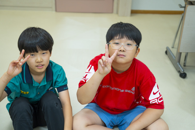 YTo1ODp7czo4OiJGaWxlTmFtZSI7czo0MDoiYWVhYzA5YmEtZWQ4Ni00YzhmLTk5NzItNjk0ZTU4ZGUwMjA4LmpwZyI7czoxMjoiRmlsZURhdGVUaW1lIjtpOjE3NTc4MjAxODI7czo4OiJGaWxlU2l6ZSI7aToxMTkzMTU1O3M6ODoiRmlsZVR5cGUiO2k6MjtzOjg6Ik1pbWVUeXBlIjtzOjEwOiJpbWFnZS9qcGVnIjtzOjEzOiJTZWN0aW9uc0ZvdW5kIjtzOjMwOiJBTllfVEFHLCBJRkQwLCBUSFVNQk5BSUwsIEVYSUYiO3M6ODoiQ09NUFVURUQiO2E6OTp7czo0OiJodG1sIjtzOjI2OiJ3aWR0aD0iMTc1MiIgaGVpZ2h0PSIxMTY4IiI7czo2OiJIZWlnaHQiO2k6MTE2ODtzOjU6IldpZHRoIjtpOjE3NTI7czo3OiJJc0NvbG9yIjtpOjE7czoxNzoiQnl0ZU9yZGVyTW90b3JvbGEiO2k6MDtzOjE1OiJBcGVydHVyZUZOdW1iZXIiO3M6NToiZi8yLjgiO3M6OToiQ29weXJpZ2h0IjtzOjQ6IllBQkMiO3M6MTg6IlRodW1ibmFpbC5GaWxlVHlwZSI7aToyO3M6MTg6IlRodW1ibmFpbC5NaW1lVHlwZSI7czoxMDoiaW1hZ2UvanBlZyI7fXM6NDoiTWFrZSI7czo0OiJTT05ZIjtzOjU6Ik1vZGVsIjtzOjg6IklMQ0UtN000IjtzOjExOiJYUmVzb2x1dGlvbiI7czo1OiIyNDAvMSI7czoxMToiWVJlc29sdXRpb24iO3M6NToiMjQwLzEiO3M6MTQ6IlJlc29sdXRpb25Vbml0IjtpOjI7czo4OiJTb2Z0d2FyZSI7czo1MjoiQWRvYmUgUGhvdG9zaG9wIExpZ2h0cm9vbSBDbGFzc2ljIDE0LjUuMSAoTWFjaW50b3NoKSI7czo4OiJEYXRlVGltZSI7czoxOToiMjAyNTowOToxNCAxMjoyMToyMyI7czo2OiJBcnRpc3QiO3M6NzoiWUFCQ19TRyI7czo5OiJDb3B5cmlnaHQiO3M6NDoiWUFCQyI7czoxNjoiRXhpZl9JRkRfUG9pbnRlciI7aToyNTQ7czo5OiJUSFVNQk5BSUwiO2E6Njp7czoxMToiQ29tcHJlc3Npb24iO2k6NjtzOjExOiJYUmVzb2x1dGlvbiI7czo0OiI3Mi8xIjtzOjExOiJZUmVzb2x1dGlvbiI7czo0OiI3Mi8xIjtzOjE0OiJSZXNvbHV0aW9uVW5pdCI7aToyO3M6MjE6IkpQRUdJbnRlcmNoYW5nZUZvcm1hdCI7aToxMDQwO3M6Mjc6IkpQRUdJbnRlcmNoYW5nZUZvcm1hdExlbmd0aCI7aToxMzcxODt9czoxMjoiRXhwb3N1cmVUaW1lIjtzOjU6IjEvMjUwIjtzOjc6IkZOdW1iZXIiO3M6NToiMjgvMTAiO3M6MTU6IkV4cG9zdXJlUHJvZ3JhbSI7aToxO3M6MTU6IklTT1NwZWVkUmF0aW5ncyI7aTo2NDA7czoxOToiVW5kZWZpbmVkVGFnOjB4ODgzMCI7aToyO3M6MTk6IlVuZGVmaW5lZFRhZzoweDg4MzIiO2k6NjQwO3M6MTE6IkV4aWZWZXJzaW9uIjtzOjQ6IjAyMzIiO3M6MTY6IkRhdGVUaW1lT3JpZ2luYWwiO3M6MTk6IjIwMjU6MDk6MTMgMTE6MDg6MDUiO3M6MTc6IkRhdGVUaW1lRGlnaXRpemVkIjtzOjE5OiIyMDI1OjA5OjEzIDExOjA4OjA1IjtzOjE5OiJVbmRlZmluZWRUYWc6MHg5MDEwIjtzOjY6IiswOTowMCI7czoxOToiVW5kZWZpbmVkVGFnOjB4OTAxMSI7czo2OiIrMDk6MDAiO3M6MTk6IlVuZGVmaW5lZFRhZzoweDkwMTIiO3M6NjoiKzA5OjAwIjtzOjE3OiJTaHV0dGVyU3BlZWRWYWx1ZSI7czoxNToiNzk2NTc4NC8xMDAwMDAwIjtzOjEzOiJBcGVydHVyZVZhbHVlIjtzOjE1OiIyOTcwODU0LzEwMDAwMDAiO3M6MTU6IkJyaWdodG5lc3NWYWx1ZSI7czo5OiI3NTM0LzI1NjAiO3M6MTc6IkV4cG9zdXJlQmlhc1ZhbHVlIjtzOjQ6IjAvMTAiO3M6MTY6Ik1heEFwZXJ0dXJlVmFsdWUiO3M6NzoiNzYwLzI1NiI7czoxMjoiTWV0ZXJpbmdNb2RlIjtpOjU7czoxMToiTGlnaHRTb3VyY2UiO2k6MDtzOjU6IkZsYXNoIjtpOjEzO3M6MTE6IkZvY2FsTGVuZ3RoIjtzOjY6IjQ1MC8xMCI7czoxODoiU3ViU2VjVGltZU9yaWdpbmFsIjtzOjM6IjQ4MSI7czoxOToiU3ViU2VjVGltZURpZ2l0aXplZCI7czozOiI0ODEiO3M6MTA6IkNvbG9yU3BhY2UiO2k6NjU1MzU7czoyMToiRm9jYWxQbGFuZVhSZXNvbHV0aW9uIjtzOjE0OiI2NDQ0OTMzOS8zMjc2OCI7czoyMToiRm9jYWxQbGFuZVlSZXNvbHV0aW9uIjtzOjE0OiI2NDQ0OTMzOS8zMjc2OCI7czoyNDoiRm9jYWxQbGFuZVJlc29sdXRpb25Vbml0IjtpOjM7czoxMDoiRmlsZVNvdXJjZSI7czoxOiIDIjtzOjk6IlNjZW5lVHlwZSI7czoxOiIBIjtzOjE0OiJDdXN0b21SZW5kZXJlZCI7aTowO3M6MTI6IkV4cG9zdXJlTW9kZSI7aToxO3M6MTI6IldoaXRlQmFsYW5jZSI7aToxO3M6MTY6IkRpZ2l0YWxab29tUmF0aW8iO3M6NToiMTYvMTYiO3M6MjE6IkZvY2FsTGVuZ3RoSW4zNW1tRmlsbSI7aTo0NTtzOjE2OiJTY2VuZUNhcHR1cmVUeXBlIjtpOjA7czo4OiJDb250cmFzdCI7aTowO3M6MTA6IlNhdHVyYXRpb24iO2k6MDtzOjk6IlNoYXJwbmVzcyI7aTowO3M6MTk6IlVuZGVmaW5lZFRhZzoweEE0MzIiO2E6NDp7aTowO3M6NjoiMjQwLzEwIjtpOjE7czo2OiI3MDAvMTAiO2k6MjtzOjU6IjI4LzEwIjtpOjM7czo1OiIyOC8xMCI7fXM6MTk6IlVuZGVmaW5lZFRhZzoweEE0MzQiO3M6MjE6IkZFIDI0LTcwbW0gRjIuOCBHTSBJSSI7fQ==