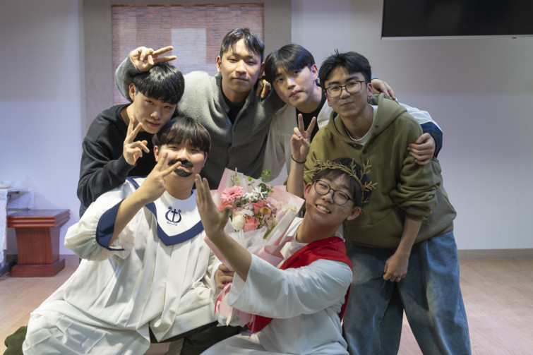 YTo1ODp7czo4OiJGaWxlTmFtZSI7czo0MDoiYjA3MTRlYzMtMjYxYy00OGU4LWJkNWMtNTUzY2NkMGE4YjY2LmpwZyI7czoxMjoiRmlsZURhdGVUaW1lIjtpOjE3NjczMzM2NDM7czo4OiJGaWxlU2l6ZSI7aTo1ODMzMjI7czo4OiJGaWxlVHlwZSI7aToyO3M6ODoiTWltZVR5cGUiO3M6MTA6ImltYWdlL2pwZWciO3M6MTM6IlNlY3Rpb25zRm91bmQiO3M6MzA6IkFOWV9UQUcsIElGRDAsIFRIVU1CTkFJTCwgRVhJRiI7czo4OiJDT01QVVRFRCI7YTo5OntzOjQ6Imh0bWwiO3M6MjU6IndpZHRoPSIxMTUyIiBoZWlnaHQ9Ijc2OCIiO3M6NjoiSGVpZ2h0IjtpOjc2ODtzOjU6IldpZHRoIjtpOjExNTI7czo3OiJJc0NvbG9yIjtpOjE7czoxNzoiQnl0ZU9yZGVyTW90b3JvbGEiO2k6MDtzOjE1OiJBcGVydHVyZUZOdW1iZXIiO3M6NToiZi8yLjgiO3M6OToiQ29weXJpZ2h0IjtzOjQ6IllBQkMiO3M6MTg6IlRodW1ibmFpbC5GaWxlVHlwZSI7aToyO3M6MTg6IlRodW1ibmFpbC5NaW1lVHlwZSI7czoxMDoiaW1hZ2UvanBlZyI7fXM6NDoiTWFrZSI7czo0OiJTT05ZIjtzOjU6Ik1vZGVsIjtzOjg6IklMQ0UtN000IjtzOjExOiJYUmVzb2x1dGlvbiI7czo1OiIyNDAvMSI7czoxMToiWVJlc29sdXRpb24iO3M6NToiMjQwLzEiO3M6MTQ6IlJlc29sdXRpb25Vbml0IjtpOjI7czo4OiJTb2Z0d2FyZSI7czo1MDoiQWRvYmUgUGhvdG9zaG9wIExpZ2h0cm9vbSBDbGFzc2ljIDE1LjEgKE1hY2ludG9zaCkiO3M6ODoiRGF0ZVRpbWUiO3M6MTk6IjIwMjY6MDE6MDIgMTQ6NTY6MjQiO3M6NjoiQXJ0aXN0IjtzOjc6IllBQkNfU0ciO3M6OToiQ29weXJpZ2h0IjtzOjQ6IllBQkMiO3M6MTY6IkV4aWZfSUZEX1BvaW50ZXIiO2k6MjUyO3M6OToiVEhVTUJOQUlMIjthOjY6e3M6MTE6IkNvbXByZXNzaW9uIjtpOjY7czoxMToiWFJlc29sdXRpb24iO3M6NDoiNzIvMSI7czoxMToiWVJlc29sdXRpb24iO3M6NDoiNzIvMSI7czoxNDoiUmVzb2x1dGlvblVuaXQiO2k6MjtzOjIxOiJKUEVHSW50ZXJjaGFuZ2VGb3JtYXQiO2k6MTAzODtzOjI3OiJKUEVHSW50ZXJjaGFuZ2VGb3JtYXRMZW5ndGgiO2k6MTU0MDc7fXM6MTI6IkV4cG9zdXJlVGltZSI7czo0OiIxLzYwIjtzOjc6IkZOdW1iZXIiO3M6NToiMjgvMTAiO3M6MTU6IkV4cG9zdXJlUHJvZ3JhbSI7aToxO3M6MTU6IklTT1NwZWVkUmF0aW5ncyI7aToxMDA7czoxOToiVW5kZWZpbmVkVGFnOjB4ODgzMCI7aToyO3M6MTk6IlVuZGVmaW5lZFRhZzoweDg4MzIiO2k6MTAwO3M6MTE6IkV4aWZWZXJzaW9uIjtzOjQ6IjAyMzIiO3M6MTY6IkRhdGVUaW1lT3JpZ2luYWwiO3M6MTk6IjIwMjU6MTI6MzEgMjI6MDU6NDQiO3M6MTc6IkRhdGVUaW1lRGlnaXRpemVkIjtzOjE5OiIyMDI1OjEyOjMxIDIyOjA1OjQ0IjtzOjE5OiJVbmRlZmluZWRUYWc6MHg5MDEwIjtzOjY6IiswOTowMCI7czoxOToiVW5kZWZpbmVkVGFnOjB4OTAxMSI7czo2OiIrMDk6MDAiO3M6MTk6IlVuZGVmaW5lZFRhZzoweDkwMTIiO3M6NjoiKzA5OjAwIjtzOjE3OiJTaHV0dGVyU3BlZWRWYWx1ZSI7czoxNToiNTkwNjg5MS8xMDAwMDAwIjtzOjEzOiJBcGVydHVyZVZhbHVlIjtzOjE1OiIyOTcwODU0LzEwMDAwMDAiO3M6MTU6IkJyaWdodG5lc3NWYWx1ZSI7czo5OiI4MzA0LzI1NjAiO3M6MTc6IkV4cG9zdXJlQmlhc1ZhbHVlIjtzOjQ6IjAvMTAiO3M6MTY6Ik1heEFwZXJ0dXJlVmFsdWUiO3M6NzoiNzYwLzI1NiI7czoxMjoiTWV0ZXJpbmdNb2RlIjtpOjU7czoxMToiTGlnaHRTb3VyY2UiO2k6MDtzOjU6IkZsYXNoIjtpOjE2O3M6MTE6IkZvY2FsTGVuZ3RoIjtzOjY6IjI3MC8xMCI7czoxODoiU3ViU2VjVGltZU9yaWdpbmFsIjtzOjM6IjYzOSI7czoxOToiU3ViU2VjVGltZURpZ2l0aXplZCI7czozOiI2MzkiO3M6MTA6IkNvbG9yU3BhY2UiO2k6NjU1MzU7czoyMToiRm9jYWxQbGFuZVhSZXNvbHV0aW9uIjtzOjE0OiI2NDQ0OTMzOS8zMjc2OCI7czoyMToiRm9jYWxQbGFuZVlSZXNvbHV0aW9uIjtzOjE0OiI2NDQ0OTMzOS8zMjc2OCI7czoyNDoiRm9jYWxQbGFuZVJlc29sdXRpb25Vbml0IjtpOjM7czoxMDoiRmlsZVNvdXJjZSI7czoxOiIDIjtzOjk6IlNjZW5lVHlwZSI7czoxOiIBIjtzOjE0OiJDdXN0b21SZW5kZXJlZCI7aTowO3M6MTI6IkV4cG9zdXJlTW9kZSI7aToxO3M6MTI6IldoaXRlQmFsYW5jZSI7aTowO3M6MTY6IkRpZ2l0YWxab29tUmF0aW8iO3M6NToiMTYvMTYiO3M6MjE6IkZvY2FsTGVuZ3RoSW4zNW1tRmlsbSI7aTo0MDtzOjE2OiJTY2VuZUNhcHR1cmVUeXBlIjtpOjA7czo4OiJDb250cmFzdCI7aTowO3M6MTA6IlNhdHVyYXRpb24iO2k6MDtzOjk6IlNoYXJwbmVzcyI7aTowO3M6MTk6IlVuZGVmaW5lZFRhZzoweEE0MzIiO2E6NDp7aTowO3M6NjoiMjQwLzEwIjtpOjE7czo2OiI3MDAvMTAiO2k6MjtzOjU6IjI4LzEwIjtpOjM7czo1OiIyOC8xMCI7fXM6MTk6IlVuZGVmaW5lZFRhZzoweEE0MzQiO3M6MjE6IkZFIDI0LTcwbW0gRjIuOCBHTSBJSSI7fQ==