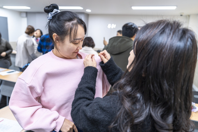 YTo1ODp7czo4OiJGaWxlTmFtZSI7czo0MDoiYjY4N2Q1MDgtODAwMC00NmFiLTkwNmYtZWE0NGQ1YjI2OWNkLmpwZyI7czoxMjoiRmlsZURhdGVUaW1lIjtpOjE3NjUxNjY5NzI7czo4OiJGaWxlU2l6ZSI7aToxOTc3NDIwO3M6ODoiRmlsZVR5cGUiO2k6MjtzOjg6Ik1pbWVUeXBlIjtzOjEwOiJpbWFnZS9qcGVnIjtzOjEzOiJTZWN0aW9uc0ZvdW5kIjtzOjMwOiJBTllfVEFHLCBJRkQwLCBUSFVNQk5BSUwsIEVYSUYiO3M6ODoiQ09NUFVURUQiO2E6OTp7czo0OiJodG1sIjtzOjI2OiJ3aWR0aD0iMjQwMCIgaGVpZ2h0PSIxNjAwIiI7czo2OiJIZWlnaHQiO2k6MTYwMDtzOjU6IldpZHRoIjtpOjI0MDA7czo3OiJJc0NvbG9yIjtpOjE7czoxNzoiQnl0ZU9yZGVyTW90b3JvbGEiO2k6MDtzOjE1OiJBcGVydHVyZUZOdW1iZXIiO3M6NToiZi8yLjgiO3M6OToiQ29weXJpZ2h0IjtzOjQ6IllBQkMiO3M6MTg6IlRodW1ibmFpbC5GaWxlVHlwZSI7aToyO3M6MTg6IlRodW1ibmFpbC5NaW1lVHlwZSI7czoxMDoiaW1hZ2UvanBlZyI7fXM6NDoiTWFrZSI7czo0OiJTT05ZIjtzOjU6Ik1vZGVsIjtzOjg6IklMQ0UtN000IjtzOjExOiJYUmVzb2x1dGlvbiI7czo1OiIyNDAvMSI7czoxMToiWVJlc29sdXRpb24iO3M6NToiMjQwLzEiO3M6MTQ6IlJlc29sdXRpb25Vbml0IjtpOjI7czo4OiJTb2Z0d2FyZSI7czo1MjoiQWRvYmUgUGhvdG9zaG9wIExpZ2h0cm9vbSBDbGFzc2ljIDE0LjEuMSAoTWFjaW50b3NoKSI7czo4OiJEYXRlVGltZSI7czoxOToiMjAyNToxMjowOCAxMzowOTowOCI7czo2OiJBcnRpc3QiO3M6NzoiWUFCQ19TRyI7czo5OiJDb3B5cmlnaHQiO3M6NDoiWUFCQyI7czoxNjoiRXhpZl9JRkRfUG9pbnRlciI7aToyNTQ7czo5OiJUSFVNQk5BSUwiO2E6Njp7czoxMToiQ29tcHJlc3Npb24iO2k6NjtzOjExOiJYUmVzb2x1dGlvbiI7czo0OiI3Mi8xIjtzOjExOiJZUmVzb2x1dGlvbiI7czo0OiI3Mi8xIjtzOjE0OiJSZXNvbHV0aW9uVW5pdCI7aToyO3M6MjE6IkpQRUdJbnRlcmNoYW5nZUZvcm1hdCI7aToxMDQwO3M6Mjc6IkpQRUdJbnRlcmNoYW5nZUZvcm1hdExlbmd0aCI7aToxNDE2Njt9czoxMjoiRXhwb3N1cmVUaW1lIjtzOjQ6IjEvNjAiO3M6NzoiRk51bWJlciI7czo1OiIyOC8xMCI7czoxNToiRXhwb3N1cmVQcm9ncmFtIjtpOjE7czoxNToiSVNPU3BlZWRSYXRpbmdzIjtpOjEwMDtzOjE5OiJVbmRlZmluZWRUYWc6MHg4ODMwIjtpOjI7czoxOToiVW5kZWZpbmVkVGFnOjB4ODgzMiI7aToxMDA7czoxMToiRXhpZlZlcnNpb24iO3M6NDoiMDIzMiI7czoxNjoiRGF0ZVRpbWVPcmlnaW5hbCI7czoxOToiMjAyNToxMjowNyAxNTozMjozMCI7czoxNzoiRGF0ZVRpbWVEaWdpdGl6ZWQiO3M6MTk6IjIwMjU6MTI6MDcgMTU6MzI6MzAiO3M6MTk6IlVuZGVmaW5lZFRhZzoweDkwMTAiO3M6NjoiKzA5OjAwIjtzOjE5OiJVbmRlZmluZWRUYWc6MHg5MDExIjtzOjY6IiswOTowMCI7czoxOToiVW5kZWZpbmVkVGFnOjB4OTAxMiI7czo2OiIrMDk6MDAiO3M6MTc6IlNodXR0ZXJTcGVlZFZhbHVlIjtzOjE1OiI1OTA2ODkxLzEwMDAwMDAiO3M6MTM6IkFwZXJ0dXJlVmFsdWUiO3M6MTU6IjI5NzA4NTQvMTAwMDAwMCI7czoxNToiQnJpZ2h0bmVzc1ZhbHVlIjtzOjk6IjY0MTQvMjU2MCI7czoxNzoiRXhwb3N1cmVCaWFzVmFsdWUiO3M6NDoiMC8xMCI7czoxNjoiTWF4QXBlcnR1cmVWYWx1ZSI7czo3OiI3NjAvMjU2IjtzOjEyOiJNZXRlcmluZ01vZGUiO2k6NTtzOjExOiJMaWdodFNvdXJjZSI7aTowO3M6NToiRmxhc2giO2k6MTM7czoxMToiRm9jYWxMZW5ndGgiO3M6NjoiMjUwLzEwIjtzOjE4OiJTdWJTZWNUaW1lT3JpZ2luYWwiO3M6MzoiMDQyIjtzOjE5OiJTdWJTZWNUaW1lRGlnaXRpemVkIjtzOjM6IjA0MiI7czoxMDoiQ29sb3JTcGFjZSI7aTo2NTUzNTtzOjIxOiJGb2NhbFBsYW5lWFJlc29sdXRpb24iO3M6MTQ6IjY0NDQ5MzM5LzMyNzY4IjtzOjIxOiJGb2NhbFBsYW5lWVJlc29sdXRpb24iO3M6MTQ6IjY0NDQ5MzM5LzMyNzY4IjtzOjI0OiJGb2NhbFBsYW5lUmVzb2x1dGlvblVuaXQiO2k6MztzOjEwOiJGaWxlU291cmNlIjtzOjE6IgMiO3M6OToiU2NlbmVUeXBlIjtzOjE6IgEiO3M6MTQ6IkN1c3RvbVJlbmRlcmVkIjtpOjA7czoxMjoiRXhwb3N1cmVNb2RlIjtpOjE7czoxMjoiV2hpdGVCYWxhbmNlIjtpOjE7czoxNjoiRGlnaXRhbFpvb21SYXRpbyI7czo1OiIxNi8xNiI7czoyMToiRm9jYWxMZW5ndGhJbjM1bW1GaWxtIjtpOjI1O3M6MTY6IlNjZW5lQ2FwdHVyZVR5cGUiO2k6MDtzOjg6IkNvbnRyYXN0IjtpOjA7czoxMDoiU2F0dXJhdGlvbiI7aTowO3M6OToiU2hhcnBuZXNzIjtpOjA7czoxOToiVW5kZWZpbmVkVGFnOjB4QTQzMiI7YTo0OntpOjA7czo2OiIyNDAvMTAiO2k6MTtzOjY6IjcwMC8xMCI7aToyO3M6NToiMjgvMTAiO2k6MztzOjU6IjI4LzEwIjt9czoxOToiVW5kZWZpbmVkVGFnOjB4QTQzNCI7czoyMToiRkUgMjQtNzBtbSBGMi44IEdNIElJIjt9